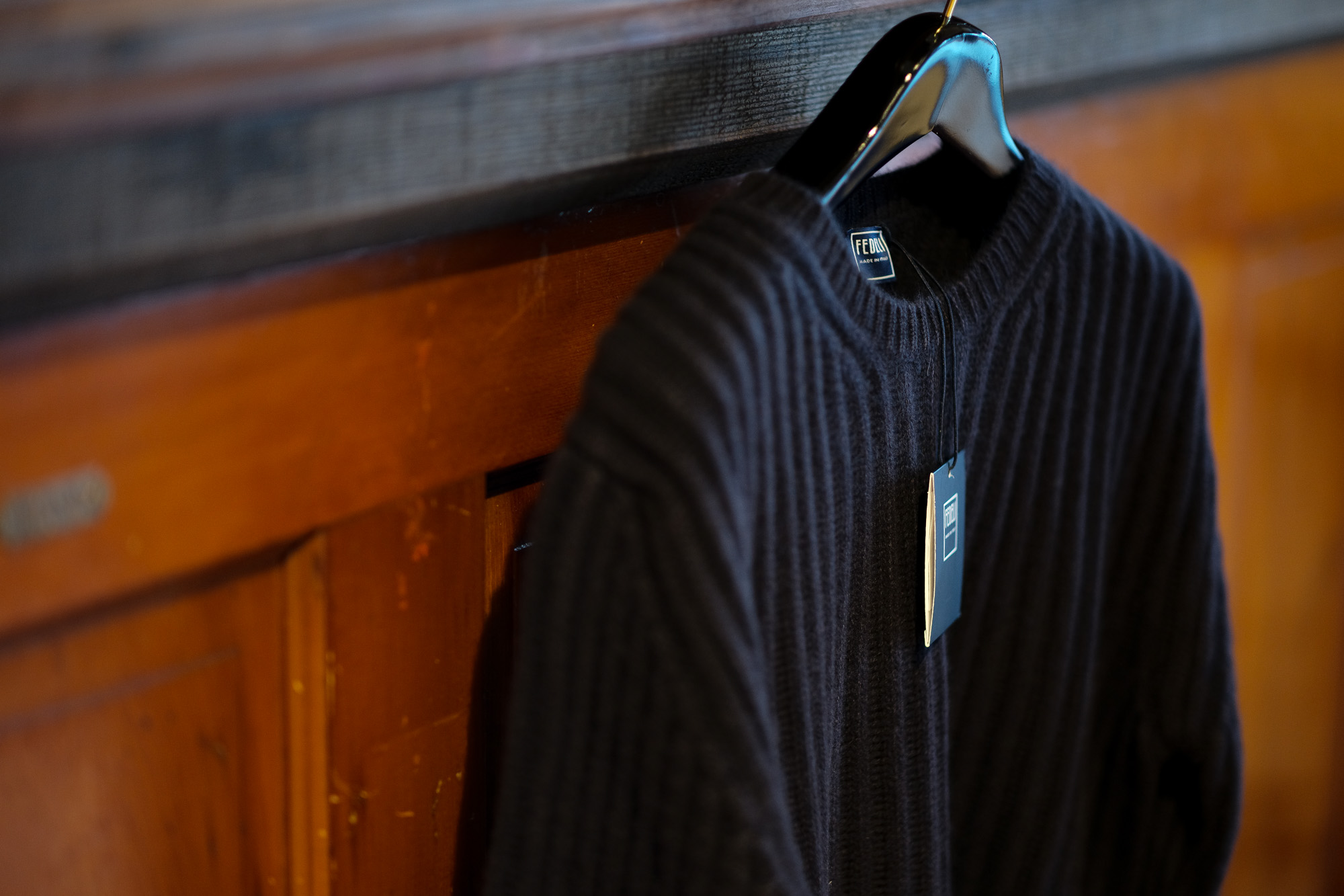 FEDELI (フェデリ) Cashmere Crew Neck Sweater (カシミア クルーネック セーター) CASHMERE VINTAGE (カシミヤ ヴィンテージ) ローゲージ カシミアニット セーター BLACK (ヴィンテージブラック・16) made in italy (イタリア製) 2020 秋冬新作 愛知 名古屋 Alto e Diritto アルトエデリット カシミヤニット カシミアニット