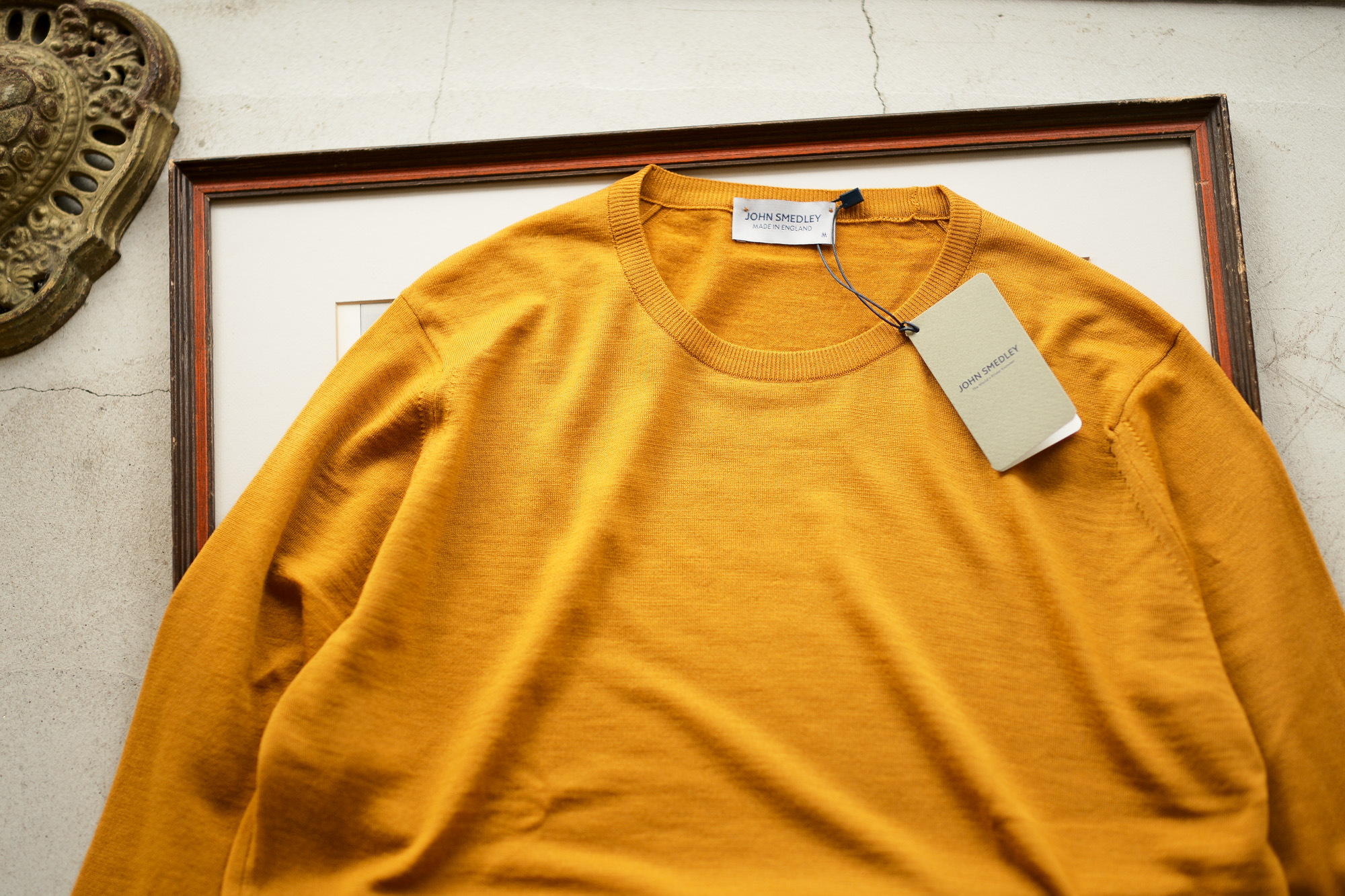 JOHN SMEDLEY (ジョンスメドレー) KERSHAW (カーショー) 30G Merino Wool (30ゲージメリノウール) クルーネックセーター SAFFRON (サフラン) Made in England (イギリス製) 2020 秋冬新作 Alto e Diritto altoediritto アルトエデリット 愛知 名古屋