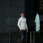 lucien pellat-fine (ルシアン ペラフィネ) Cashmere Roll Neck Sweater カシミア タートルネック セーター NIVEOUS (ホワイト) made in scotland (スコットランド製) 2020 秋冬新作【Alto e Diritto 別注 // 無地】【入荷しました】【フリー分発売開始】のイメージ