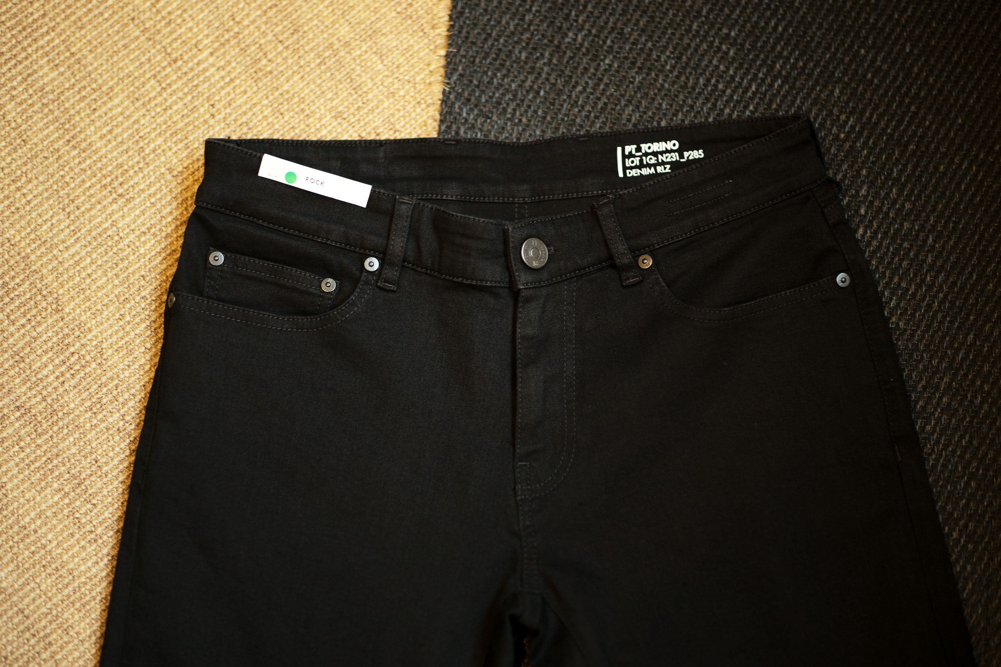 PT TORINO DENIM (ピーティートリノデニム) SWING (スイング) SUPER SLIM FIT (スーパースリムフィット) ストレッチ ワンウォッシュ デニムパンツ BLACK(ブラック・DK76) 2021 秋冬 【ご予約開始】愛知 名古屋 Alto e Diritto altoediritto アルトエデリット ブラックデニム 黒デニム 