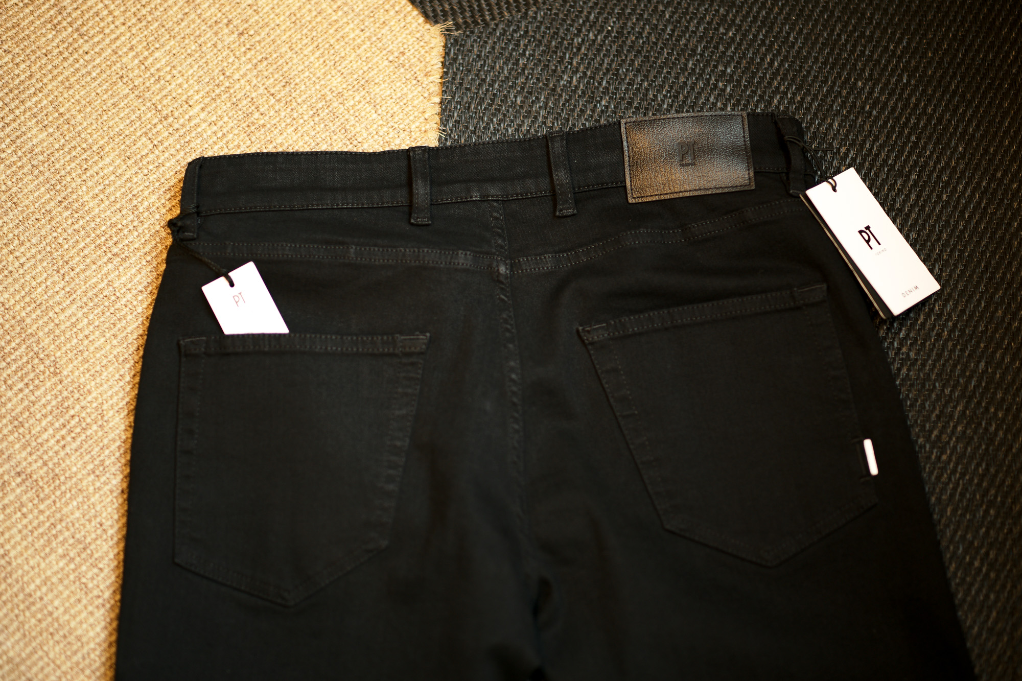 PT TORINO DENIM (ピーティートリノデニム) SWING (スイング) SUPER SLIM FIT (スーパースリムフィット) ストレッチ ワンウォッシュ デニムパンツ BLACK(ブラック・DK76) 2021 秋冬 【ご予約開始】愛知 名古屋 Alto e Diritto altoediritto アルトエデリット ブラックデニム 黒デニム 