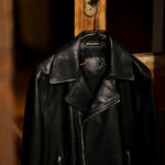 SILENCE (サイレンス) Double Riders Jacket (ダブル ライダース ジャケット) Goatskin Leather (ゴートスキンレザー) GOLD ZIP (ゴールドジップ) レザー ライダース ジャケット NERO GOLD ZIP (ブラックゴールドジップ) Made in italy (イタリア製) 2021 春夏新作のイメージ