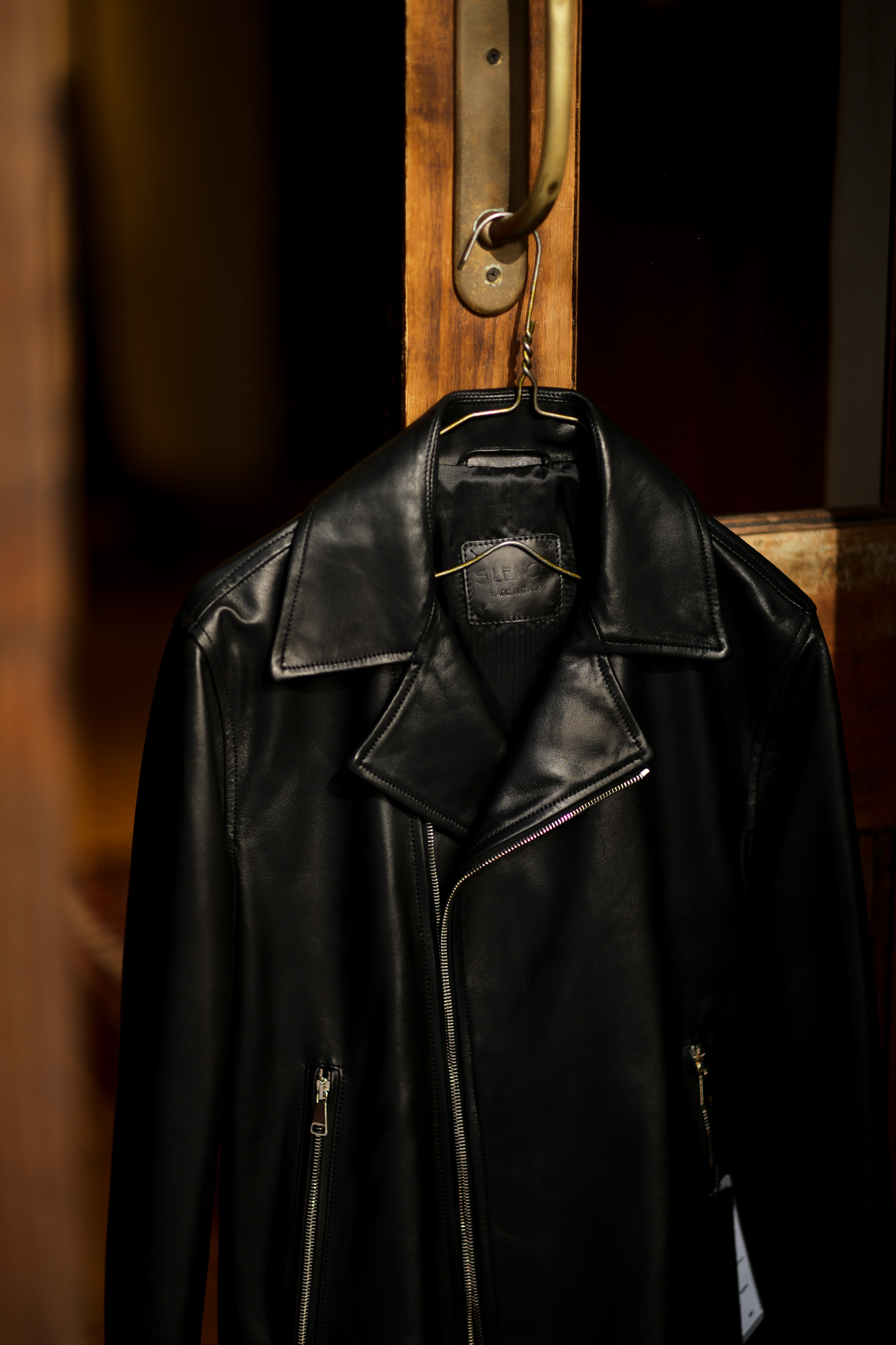 SILENCE (サイレンス) Double Riders Jacket (ダブル ライダース ジャケット) Goatskin Leather (ゴートスキンレザー) GOLD ZIP (ゴールドジップ) レザー ライダース ジャケット NERO GOLD ZIP (ブラックゴールドジップ) Made in italy (イタリア製) 2021 春夏新作 愛知 名古屋 Alto e Diritto altoediritto アルトエデリット