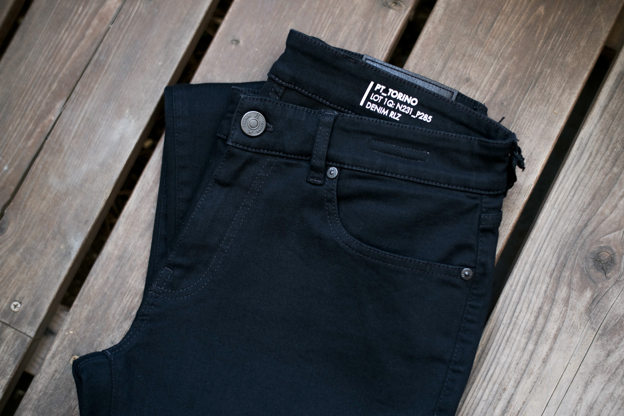 PT TORINO DENIM (ピーティートリノデニム) ROCK (ロック) SKINNY FIT (スキニーフィット) ストレッチ クラッシュ デニムパンツ BLACK(ブラック・DK76) 2021秋冬 【ご予約受付中】愛知 名古屋　Alto e Diritto altoediritto アルトエデリット デニム ブラックデニム 黒デニム