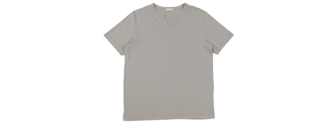 nomiamo (ノミアモ) SUPIMA 80/1 Key Neck T-shirt スーピマコットン キーネック Tシャツ GREGE (グレージュ) 2021 春夏 【Alto e Diritto別注】【Special限定モデル】【入荷しました】【フリー分発売開始】のイメージ