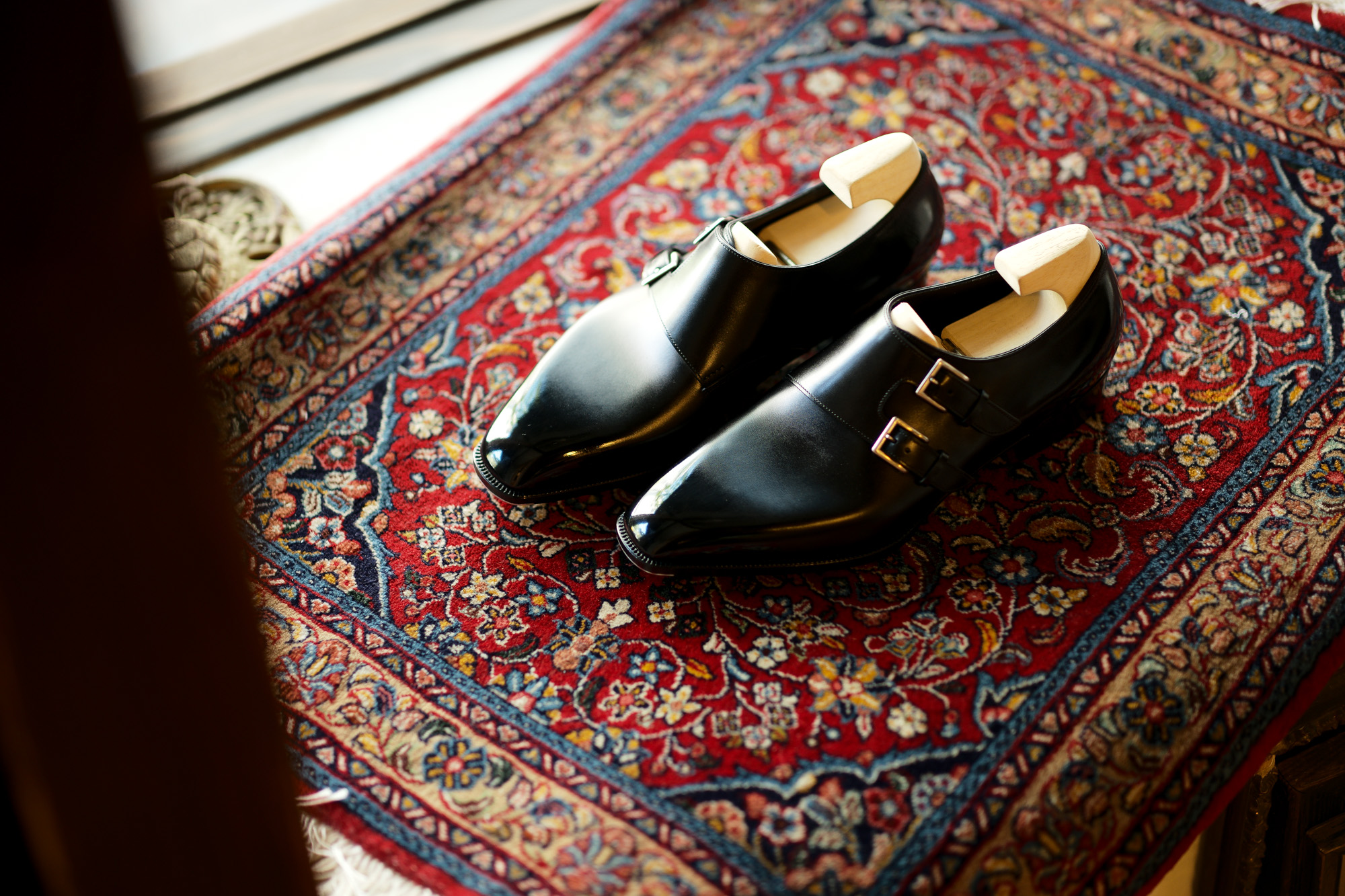 Yohei Fukuda // Double Monk Strap Shoes BLACK 【Bespoke】ヨーヘイフクダ 福田洋平 ビスポークシューズ ダブルモンクストラップシューズ ドレスシューズ ブラック 仮縫い 完成 福田洋平 Yohei Fukuda　東京都港区北青山2-12-27 BAL青山2F　既製靴　ビスポークシューズ ビスポーク 受注会 オーダー会 ダブルモンク テディベア Yohei Fukuda learned shoemaking in Northamptonshire, the traditional home of English shoemaking, followed by a local apprenticeship and then work for several years for London firms.After returning to Japan he founded Yohei Fukuda in Tokyo in 2008. Since its founding the workshop has grown and now has 4 additional craftsmen, each driven by the same passion for shoemaking and dedication to quality for which Yohei Fukuda shoes are known.At Yohei Fukuda the aim is to create classically styled shoes of the highest quality that will be of value to their owners for many years. By using the finest materials and time-tested techniques of traditional bespoke shoemaking, we hope to make shoes of timeless elegance.名だたるビスポーク・シューメーカーで靴作りを手がけてきた福田洋平が2008年に設立した「Yohei Fukuda」の公式オンラインショップ。伝統的な英国靴の仕立てを継承しつつ、ミリ単位にまでこだわる日本人ならではの感性で、モダン