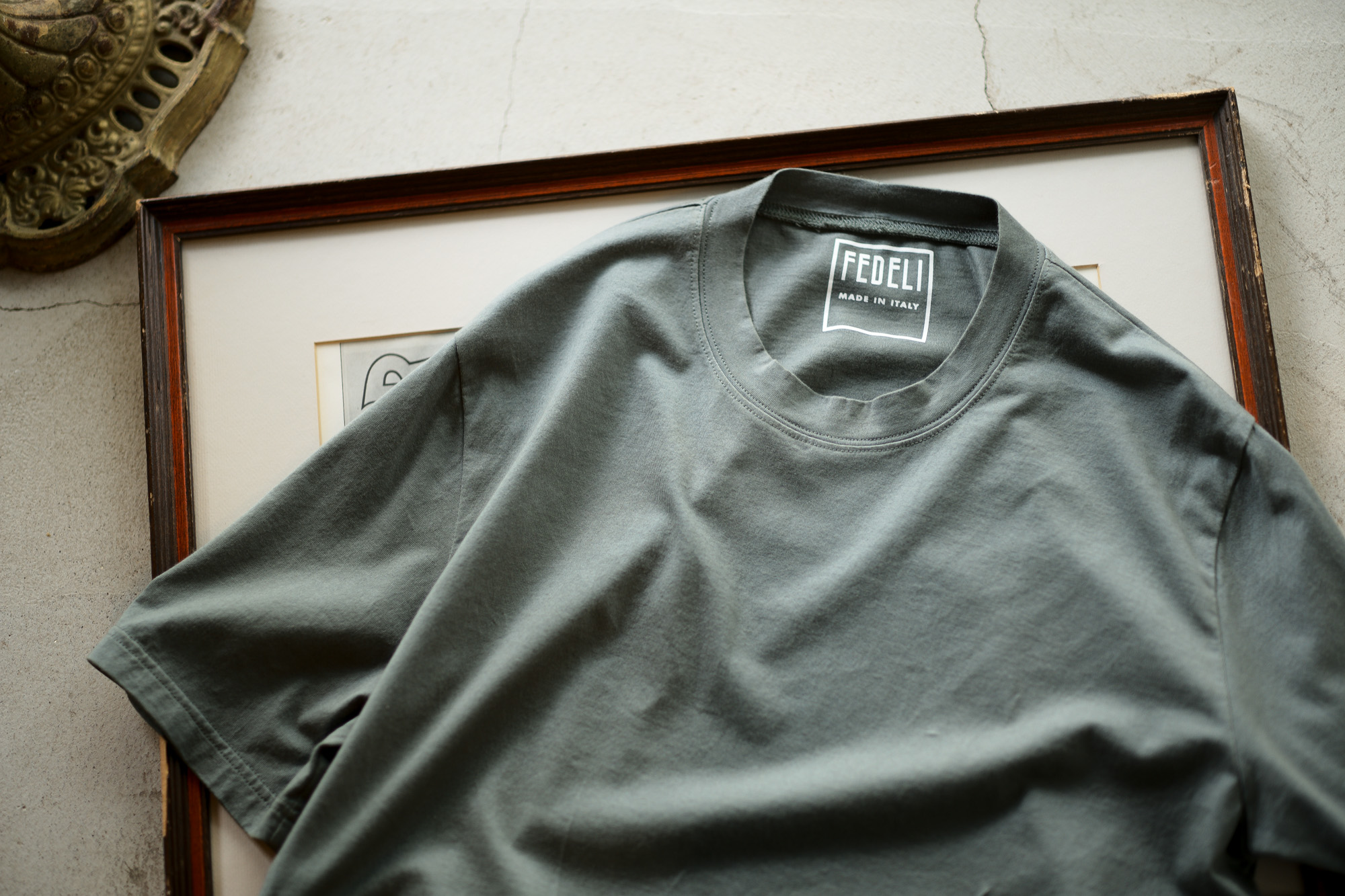 FEDELI(フェデリ) Crew Neck T-shirt (クルーネック Tシャツ) ギザコットン Tシャツ KHAKI (カーキ・710) made in italy (イタリア製) 2022 春夏 【Special Color】【ご予約開始】愛知 名古屋 Alto e Diritto altoediritto アルトエデリット オリーブ