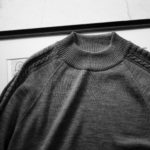 RIVORA SIDE CABLE Mock Neck Pull-Over “GRAY・020” 2021AWのイメージ