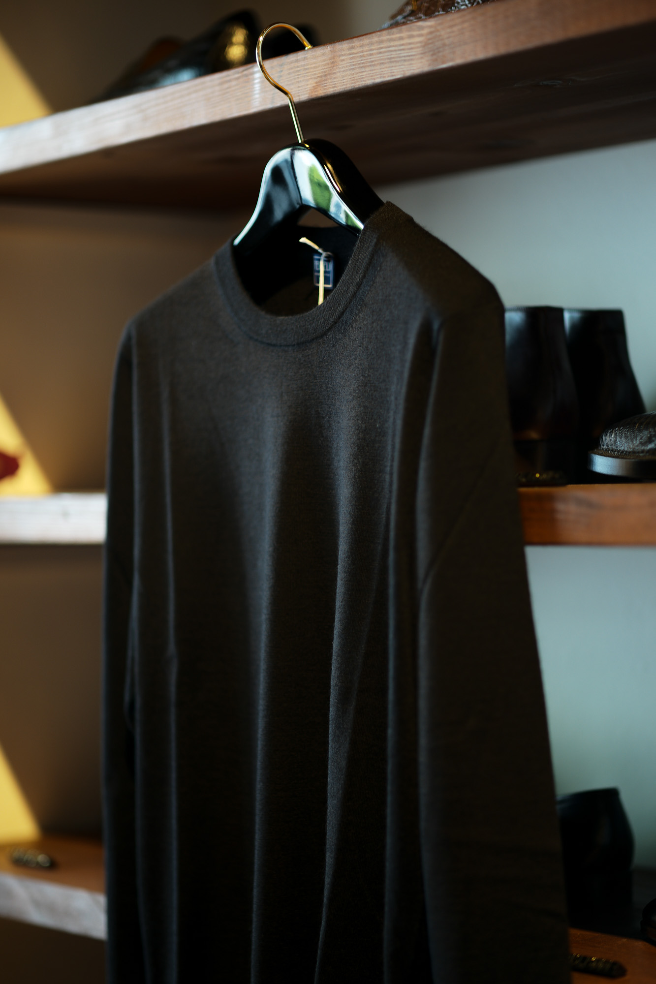 FEDELI (フェデリ) Silk Cashmere Crew Neck Sweater シルクカシミア クルーネック セーター BLACK (ブラック・9)made in italy (イタリア製) 2021 秋冬新作 【入荷しました】【フリー分発売開始】愛知 名古屋 Alto e Diritto altoediritto アルトエデリット シルカシニット