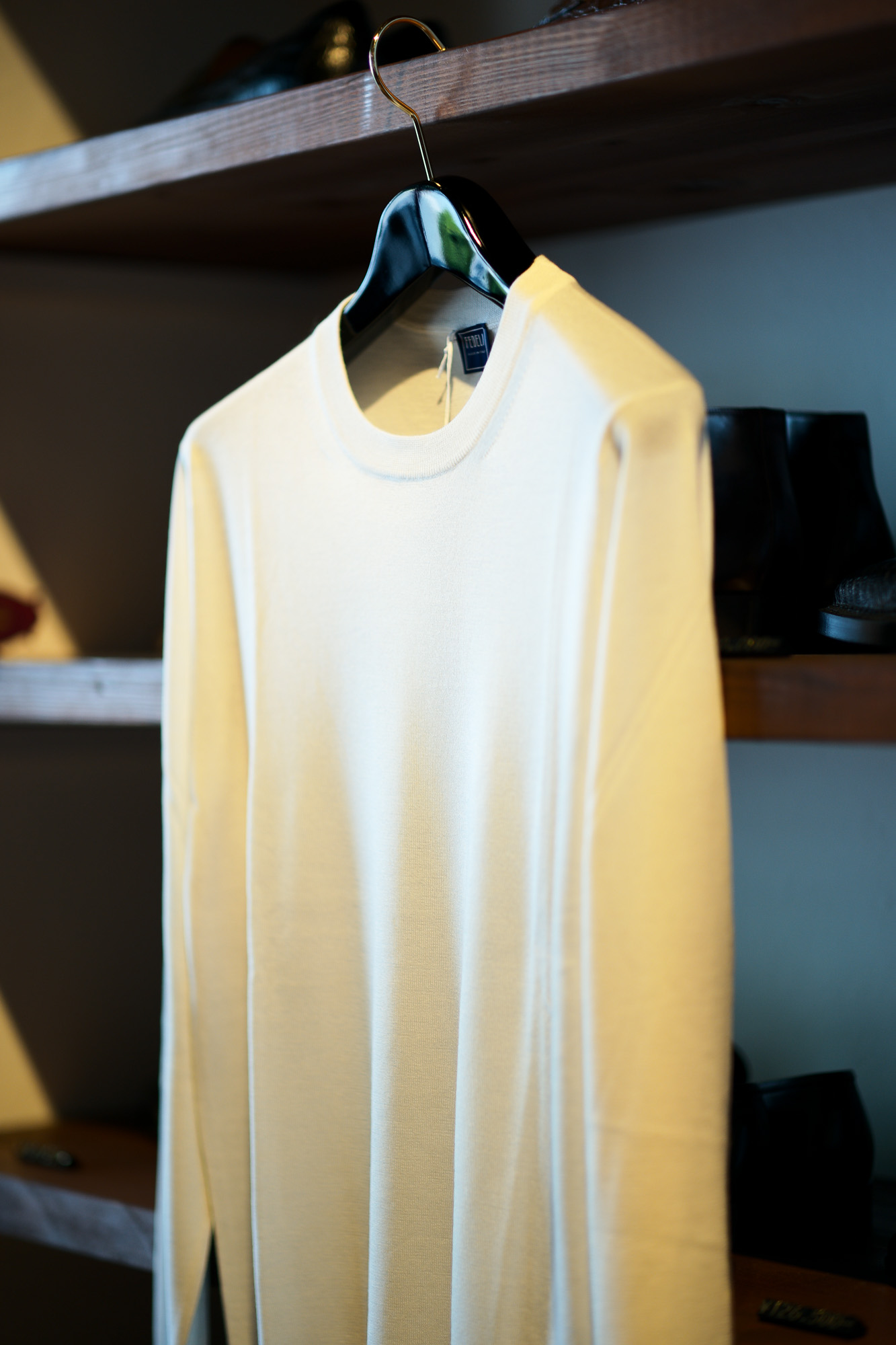 FEDELI (フェデリ) Silk Cashmere Crew Neck Sweater シルクカシミア クルーネック セーター WHITE (ホワイト・22) made in italy (イタリア製) 2021 秋冬新作 【入荷しました】【フリー分発売開始】愛知 名古屋 Alto e Diritto altoediritto アルトエデリット シルカシニット