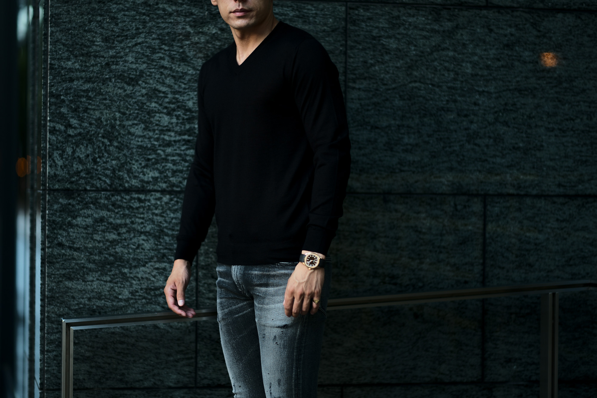 FEDELI (フェデリ) Silk Cashmere V Neck Sweater シルクカシミア Vネック セーター BLACK (ブラック・9) made in italy (イタリア製) 2021 秋冬新作 【入荷しました】【フリー分発売開始】Alto e Diritto altoediritto アルトエデリット 愛知 名古屋 シルカシ Vネックニット