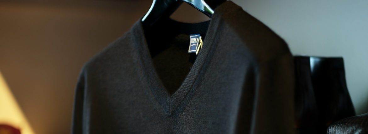 FEDELI (フェデリ) Silk Cashmere V Neck Sweater シルクカシミア Vネック セーター BLACK (ブラック・9) made in italy (イタリア製) 2021 秋冬新作 【入荷しました】【フリー分発売開始】Alto e Diritto altoediritto アルトエデリット 愛知 名古屋 シルカシ Vネックニット