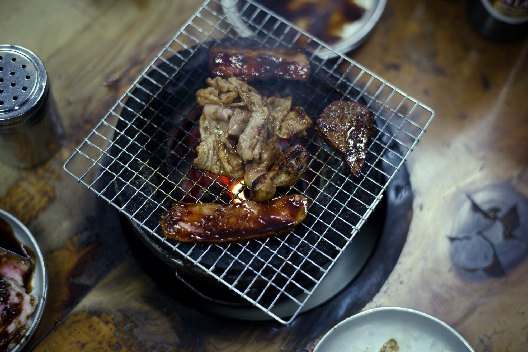 美奈登 ミナト 老舗焼肉店 神宮前/焼肉 レトロ モクモク 味噌ダレ とんちゃん 熱田 ホルモン ヤキニク とんねるず ペレ きたなシュラン 懐かし 名鉄堀田駅から徒歩20分 瑞穂区 〒467-0879 愛知県名古屋市瑞穂区平郷町2-6-2  富屋酒店 トミヤ TOMIYA 名古屋 酒屋 酒 日本酒 愛知 名古屋 Alto e Diritto altoediritto アルトエデリット 多度 多度峡 12/31 12/27,12/28 LEICA M10 2021 My favorite photo×6 2021.12.25 年末年始 休み Tout La Joie Ism トゥ・ラ・ジョア イズム 460-0024 愛知県名古屋市中区正木1丁目14−2 名古屋 レストラン最高峰「トゥ・ラ・ジョア」 須本シェフ プロデュース イノベーティブ・フュージョン トゥ・ラ・ジョア(Tout la Joie) 須本一信 スモトイッシン  Ｍのサラダ 四季の移ろいとともに料理が紡ぐ一期一会の物語――よろこびと笑顔にあふれたサロン・レストラン煉瓦とグリーンのコントラストが美しいファサードの、まるで芸術家のアトリエのような空間。ここで須本シェフが皿の上に紡ぐ物語は、人生のように一期一会。和やフレンチといった要素を織り交ぜ、食材の香りや食感、温度など五感を刺激する“須本料理”を楽しむことができます。唯一定番の「Ｍのサラダ」以外は、二度と出会えない料理ばかり。そのストーリーが披露される度に、このアトリエは新鮮な感動とよろこびに溢れるのです。ミシュラン ヴァガボンド 2021年12月14日 LA VAGABONDE ラ・ヴァガボンド フレンチ フランス料理 鶴舞 ラヴァカボンド chef ryousuke iwamoto 岩本龍介 予約のとれないフレンチ 名店 美食家 放浪者 旅人 愛知県名古屋市中区千代田2丁目14-24 キャノンピア鶴舞 1F 愛知 名古屋 Alto e Diritto altoediritto アルトエデリット 超絶フレンチ ドレスコード ディナー 中華風家庭料理 ふーみん (表参道/中華料理)　〒107-0062 東京都港区南青山５丁目７−１７ 03-3498-4466　表参道・青山エリアの南青山の中華料理店、中華風家庭料理 ふーみんのオフィシャルページです　CHACOあまみや　千駄ヶ谷の有名なステーキ屋「CHACOあめみや」 炭焼きステーキ 〒151-0051 東京都渋谷区千駄ケ谷１丁目７−１２ 03-3402-6066 http://chacoamemiya.com/sp/ １９７９年（昭和５４年）に開店してから当時のままの姿の店内は重みを感じる。　（お客様からは「昭和の香りがする・・」と言われます）真っ白だった壁も年月を感じさせる趣がある。店内に入るとまず目に入るのが、大きな炭焼きの竈。営業当時からの肉の旨みを沢山吸い込んでいるかも・・・。１９７９年（昭和５４年）に開店してから当時のままの姿の店内は重みを感じる。　（お客様からは「昭和の香りがする・・」と言われます）真っ白だった壁も年月を感じさせる趣がある。店内に入るとまず目に入るのが、大きな炭焼きの竈。営業当時からの肉の旨みを沢山吸い込んでいるかも・・・。炭で焼かれたステーキのお皿は鉄板ではなく鋳物です。牛肉は融点が高いため冷めやすい鉄板ではすぐに肉が固くなってしまいます。チャコのお皿は長い時間温かいので柔らかい牛肉をゆっくりご賞味いただけます。ワイン片手に語らいながら心安らぐ美味しい時間をお過ごしください。LA BISBOCCIA　ラ・ビスボッチャ/LA BISBOCCIA (広尾/イタリアン) RISTORANTE LA BISBOCCIA 〒150-0013 東京都渋谷区恵比寿2-36-13 広尾MTRビル1F "イタリア政府公認レストラン"として選ばれた本格的イタリアン。スタッフもイタリア人が中心で、イタリアにいる気分になれそうな空間。 https://labisboccia.tokyo/ 愛知 名古屋 Vineria Cassini ヴィネリア カッシーニ 東別院 イタリアン 愛知県名古屋市中区伊勢山1-9-13 伊勢山ハイツ1F #1F Iseyamahaitsu, 1-9-13 Iseyama Naka-ku, Nagoya-shi, Aichi-ken 460-0026, Japan イタリアを旅するような気分で楽しむ郷土料理と様々なワイン "Vineria(ヴィネリア)とは、イタリア語でVino(ワイン)＋Osteria(食堂)を足した造語です。 イタリアの郷土料理とその土地で造られた様々なワインをイタリアを旅するような気分でお楽しみいただけます。 「イタリア現地の味」を目指した素材を生かすストレートかつ伝統的なイタリア料理をアラカルトもしくはコースでお楽しみください。 約200種類のイタリアワインの中から、ソムリエがベストなワインを選びます。お料理やお好みに合わせたグラスワインやワインコースもご用意しております。"2021年10月15日 煖 MEI メイ イタリアン 国際センター 名古屋市西区那古野1-23-2 四間道糸重3 mei-nagoya.com shikemichi サンタキアラ Santa Chiara コース 18時一斉スタート きのこ キノコ 森内敬子　モーゼ十戒　ナナツモリピノノワール 2016 pinot noir ドメーヌタカヒコ 曽我貴彦 北海道余市郡余市町登町1395  ワイン名古屋市東区徳川町　天然キノコ MEI 那古野 ネコ 猫　にゃんこ 愛知 名古屋 Alto e Diritto altoediritto アルトエデリット カウンター7席 えごま　味噌カツ ミソカツ みそかつ とんかつ 東別院 〒460-0021 愛知県名古屋市中区平和2丁目16-15 052-323-0963  鶴舞線のガード下にあるトンカツの美味しいお店 みそかつ えごま　和食 美奈登 ミナト 老舗焼肉店 神宮前/焼肉 レトロ モクモク 味噌ダレ とんちゃん 熱田 ホルモン ヤキニク とんねるず ペレ きたなシュラン 懐かし 名鉄堀田駅から徒歩20分 瑞穂区 〒467-0879 愛知県名古屋市瑞穂区平郷町2-6-2 LA VAGABONDE ラ・ヴァガボンド フレンチ フランス料理 鶴舞 ラヴァカボンド chef ryousuke iwamoto 岩本龍介 予約のとれないフレンチ 名店 美食家 放浪者 旅人 愛知県名古屋市中区千代田2丁目14-24 キャノンピア鶴舞 1F 愛知 名古屋 Alto e Diritto altoediritto アルトエデリット 超絶フレンチ ドレスコード ディナー STEAK HOUSE Beef Okuma ステーキハウス ビーフオークマ 名古屋店 霜降り黒毛和牛 サーロイン フィレ シャトーブリアン 仙台牛 宮城牛 近江牛 150g 200g ハンバーグ 松坂屋 名古屋店 愛知　名古屋 Alto e Diritto altoediritto  GW休暇 Alto e Diritto アルトエデリット altoediritto 愛知 名古屋 ゴールデンウィーク 休暇 炭火焼肉 煖  だん ダン 愛知 名古屋 焼き肉  名駅店 瑞穂本店 Alto e Diritto altoediritto アルトエデリット 夢 希望 Dream FREEMASONRY フリーメーソン AUDEMARS PIGUET オーデマピゲ SEX PISTOLS セックスピストルズ JOY DIVISION ジョイディヴィジョン DAVID BOWIE デヴィットボーウィ THE VELVET UNDERGROUND ザベルベットアンダーグラウンド THE ROLLING STONES ザローリングストーンズ QUEEN クイーン LED ZEPPELIN レッドツェッペリン Alto e Diritto アルトエデリット 愛知 名古屋 Italy MOORER ムーレー / BELVEST ベルベスト / ISAIA イザイア / LUCA GRASSIA ルカグラシア / Alfredo Rifugio アルフレードリフージオ / LARDINI ラルディーニ / De Petrillo デ・ペトリロ / TAGLIATORE タリアトーレ / Sealup シーラップ / EMMETI エンメティ / CINQUANTA チンクアンタ / SILENCE サイレンス / MOLEC モレック / Finamore フィナモレ / ORIAN オリアン / AVINO Laboratorio Napoletano アヴィーノ / INCOTEX インコテックス / INCOTEX SLACKS インコテックススラックス / PT TORINO ピーティートリノ / BERWICH ベルウィッチ / VIGANO ヴィガーノ / RICHARD J.BROWN リチャードJブラウン / FEDELI フェデーリ / MANRICO CASHMERE マンリコカシミヤ / ZANONE ザノーネ / Cruciani クルチアーニ / GRAN SASSO グランサッソ / Settefili Cashmere セッテフィーリカシミア / Girelli Bruni ジレリブルーニ / ENZO BONAFE エンツォボナフェ / FERRANTE フェランテ / GHOUD ゴード / ACATE アカーテ / Cisei シセイ / STEFANO RICCI ステファノリッチ / ALPO アル France Georges de Patricia ジョルジュドパトリシア / SAINT LAURENTサンローラン / CELINE セリーヌ / AUBERCY オーベルシー / lucien pellat-finet ルシアンペラフィネ / NATIONAL STANDARD ナショナルスタンダー U.S.A. South Paradiso Leather サウスパラディソ / JACQUESMARIEMAGE ジャックマリーマージュ / MARC MARMEL マークマーメル / WHITE'S BOOTS ホワイツブーツ / JUTTA NEUMANN ユッタニューマン England GRENFELL グレンフェル / J&M DAVIDSON ジェイアンドエムディヴィッドソン / JAMES GROSE ジェームスグロース / JOHN SMEDLEY ジョンスメドレー / Johnstons ジョンストンズ Other FIXER フィクサー / cuervo bopoha クエルボ ヴァローナ / BACKLASH The Line バックラッシュ ザライン / RIVORA リヴォラ / C.QP / Order Suit オーダースーツ 愛知 名古屋 Alto e Diritto altoediritto アルトエデリット