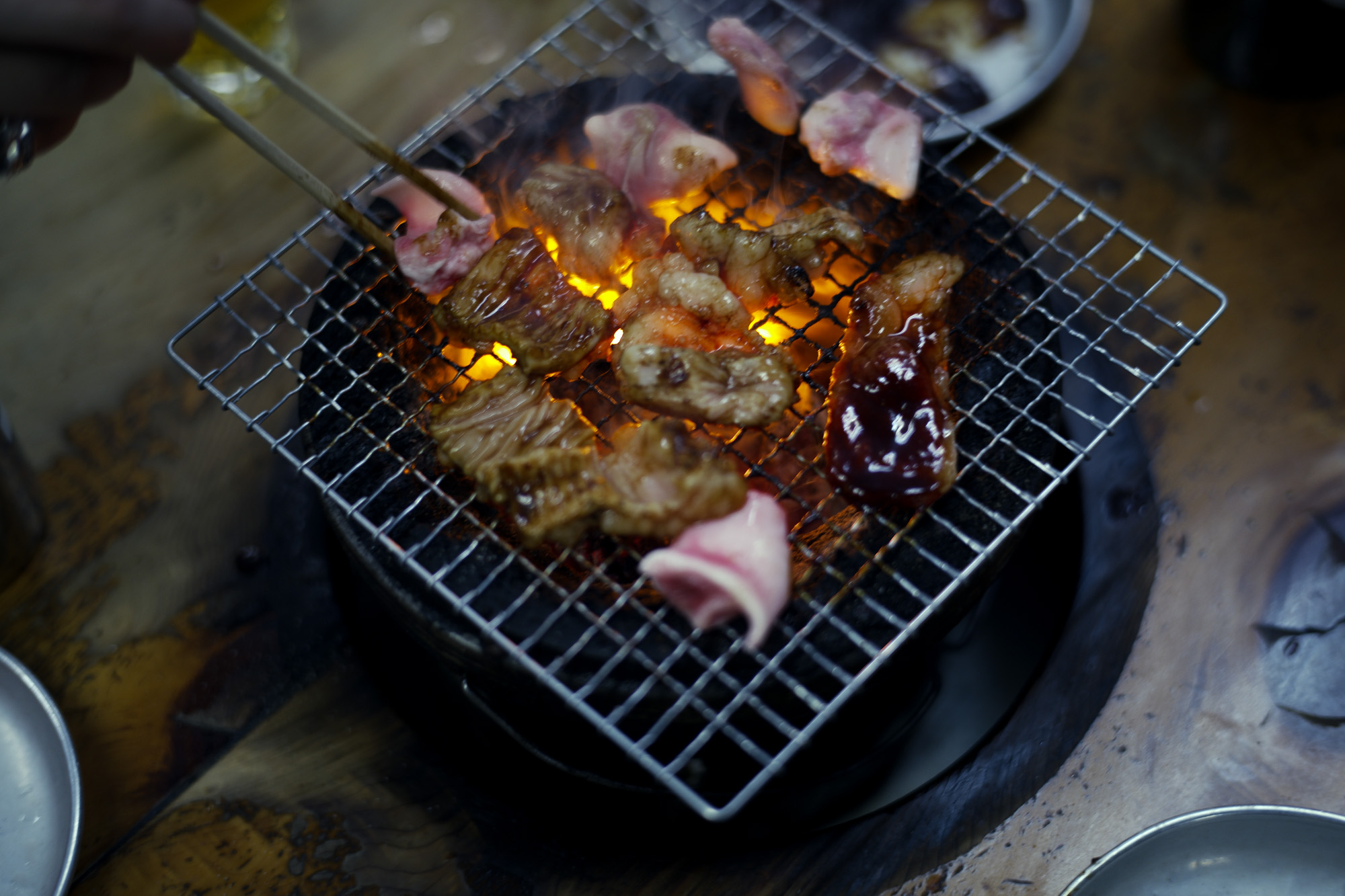 美奈登 ミナト 老舗焼肉店 神宮前/焼肉 レトロ モクモク 味噌ダレ とんちゃん 熱田 ホルモン ヤキニク とんねるず ペレ きたなシュラン 懐かし 名鉄堀田駅から徒歩20分 瑞穂区 〒467-0879 愛知県名古屋市瑞穂区平郷町2-6-2  富屋酒店 トミヤ TOMIYA 名古屋 酒屋 酒 日本酒 愛知 名古屋 Alto e Diritto altoediritto アルトエデリット 多度 多度峡 12/31 12/27,12/28 LEICA M10 2021 My favorite photo×6 2021.12.25 年末年始 休み Tout La Joie Ism トゥ・ラ・ジョア イズム 460-0024 愛知県名古屋市中区正木1丁目14−2 名古屋 レストラン最高峰「トゥ・ラ・ジョア」 須本シェフ プロデュース イノベーティブ・フュージョン トゥ・ラ・ジョア(Tout la Joie) 須本一信 スモトイッシン  Ｍのサラダ 四季の移ろいとともに料理が紡ぐ一期一会の物語――よろこびと笑顔にあふれたサロン・レストラン煉瓦とグリーンのコントラストが美しいファサードの、まるで芸術家のアトリエのような空間。ここで須本シェフが皿の上に紡ぐ物語は、人生のように一期一会。和やフレンチといった要素を織り交ぜ、食材の香りや食感、温度など五感を刺激する“須本料理”を楽しむことができます。唯一定番の「Ｍのサラダ」以外は、二度と出会えない料理ばかり。そのストーリーが披露される度に、このアトリエは新鮮な感動とよろこびに溢れるのです。ミシュラン ヴァガボンド 2021年12月14日 LA VAGABONDE ラ・ヴァガボンド フレンチ フランス料理 鶴舞 ラヴァカボンド chef ryousuke iwamoto 岩本龍介 予約のとれないフレンチ 名店 美食家 放浪者 旅人 愛知県名古屋市中区千代田2丁目14-24 キャノンピア鶴舞 1F 愛知 名古屋 Alto e Diritto altoediritto アルトエデリット 超絶フレンチ ドレスコード ディナー 中華風家庭料理 ふーみん (表参道/中華料理)　〒107-0062 東京都港区南青山５丁目７−１７ 03-3498-4466　表参道・青山エリアの南青山の中華料理店、中華風家庭料理 ふーみんのオフィシャルページです　CHACOあまみや　千駄ヶ谷の有名なステーキ屋「CHACOあめみや」 炭焼きステーキ 〒151-0051 東京都渋谷区千駄ケ谷１丁目７−１２ 03-3402-6066 http://chacoamemiya.com/sp/ １９７９年（昭和５４年）に開店してから当時のままの姿の店内は重みを感じる。　（お客様からは「昭和の香りがする・・」と言われます）真っ白だった壁も年月を感じさせる趣がある。店内に入るとまず目に入るのが、大きな炭焼きの竈。営業当時からの肉の旨みを沢山吸い込んでいるかも・・・。１９７９年（昭和５４年）に開店してから当時のままの姿の店内は重みを感じる。　（お客様からは「昭和の香りがする・・」と言われます）真っ白だった壁も年月を感じさせる趣がある。店内に入るとまず目に入るのが、大きな炭焼きの竈。営業当時からの肉の旨みを沢山吸い込んでいるかも・・・。炭で焼かれたステーキのお皿は鉄板ではなく鋳物です。牛肉は融点が高いため冷めやすい鉄板ではすぐに肉が固くなってしまいます。チャコのお皿は長い時間温かいので柔らかい牛肉をゆっくりご賞味いただけます。ワイン片手に語らいながら心安らぐ美味しい時間をお過ごしください。LA BISBOCCIA　ラ・ビスボッチャ/LA BISBOCCIA (広尾/イタリアン) RISTORANTE LA BISBOCCIA 〒150-0013 東京都渋谷区恵比寿2-36-13 広尾MTRビル1F "イタリア政府公認レストラン"として選ばれた本格的イタリアン。スタッフもイタリア人が中心で、イタリアにいる気分になれそうな空間。 https://labisboccia.tokyo/ 愛知 名古屋 Vineria Cassini ヴィネリア カッシーニ 東別院 イタリアン 愛知県名古屋市中区伊勢山1-9-13 伊勢山ハイツ1F #1F Iseyamahaitsu, 1-9-13 Iseyama Naka-ku, Nagoya-shi, Aichi-ken 460-0026, Japan イタリアを旅するような気分で楽しむ郷土料理と様々なワイン "Vineria(ヴィネリア)とは、イタリア語でVino(ワイン)＋Osteria(食堂)を足した造語です。 イタリアの郷土料理とその土地で造られた様々なワインをイタリアを旅するような気分でお楽しみいただけます。 「イタリア現地の味」を目指した素材を生かすストレートかつ伝統的なイタリア料理をアラカルトもしくはコースでお楽しみください。 約200種類のイタリアワインの中から、ソムリエがベストなワインを選びます。お料理やお好みに合わせたグラスワインやワインコースもご用意しております。"2021年10月15日 煖 MEI メイ イタリアン 国際センター 名古屋市西区那古野1-23-2 四間道糸重3 mei-nagoya.com shikemichi サンタキアラ Santa Chiara コース 18時一斉スタート きのこ キノコ 森内敬子　モーゼ十戒　ナナツモリピノノワール 2016 pinot noir ドメーヌタカヒコ 曽我貴彦 北海道余市郡余市町登町1395  ワイン名古屋市東区徳川町　天然キノコ MEI 那古野 ネコ 猫　にゃんこ 愛知 名古屋 Alto e Diritto altoediritto アルトエデリット カウンター7席 えごま　味噌カツ ミソカツ みそかつ とんかつ 東別院 〒460-0021 愛知県名古屋市中区平和2丁目16-15 052-323-0963  鶴舞線のガード下にあるトンカツの美味しいお店 みそかつ えごま　和食 美奈登 ミナト 老舗焼肉店 神宮前/焼肉 レトロ モクモク 味噌ダレ とんちゃん 熱田 ホルモン ヤキニク とんねるず ペレ きたなシュラン 懐かし 名鉄堀田駅から徒歩20分 瑞穂区 〒467-0879 愛知県名古屋市瑞穂区平郷町2-6-2 LA VAGABONDE ラ・ヴァガボンド フレンチ フランス料理 鶴舞 ラヴァカボンド chef ryousuke iwamoto 岩本龍介 予約のとれないフレンチ 名店 美食家 放浪者 旅人 愛知県名古屋市中区千代田2丁目14-24 キャノンピア鶴舞 1F 愛知 名古屋 Alto e Diritto altoediritto アルトエデリット 超絶フレンチ ドレスコード ディナー STEAK HOUSE Beef Okuma ステーキハウス ビーフオークマ 名古屋店 霜降り黒毛和牛 サーロイン フィレ シャトーブリアン 仙台牛 宮城牛 近江牛 150g 200g ハンバーグ 松坂屋 名古屋店 愛知　名古屋 Alto e Diritto altoediritto  GW休暇 Alto e Diritto アルトエデリット altoediritto 愛知 名古屋 ゴールデンウィーク 休暇 炭火焼肉 煖  だん ダン 愛知 名古屋 焼き肉  名駅店 瑞穂本店 Alto e Diritto altoediritto アルトエデリット 夢 希望 Dream FREEMASONRY フリーメーソン AUDEMARS PIGUET オーデマピゲ SEX PISTOLS セックスピストルズ JOY DIVISION ジョイディヴィジョン DAVID BOWIE デヴィットボーウィ THE VELVET UNDERGROUND ザベルベットアンダーグラウンド THE ROLLING STONES ザローリングストーンズ QUEEN クイーン LED ZEPPELIN レッドツェッペリン Alto e Diritto アルトエデリット 愛知 名古屋 Italy MOORER ムーレー / BELVEST ベルベスト / ISAIA イザイア / LUCA GRASSIA ルカグラシア / Alfredo Rifugio アルフレードリフージオ / LARDINI ラルディーニ / De Petrillo デ・ペトリロ / TAGLIATORE タリアトーレ / Sealup シーラップ / EMMETI エンメティ / CINQUANTA チンクアンタ / SILENCE サイレンス / MOLEC モレック / Finamore フィナモレ / ORIAN オリアン / AVINO Laboratorio Napoletano アヴィーノ / INCOTEX インコテックス / INCOTEX SLACKS インコテックススラックス / PT TORINO ピーティートリノ / BERWICH ベルウィッチ / VIGANO ヴィガーノ / RICHARD J.BROWN リチャードJブラウン / FEDELI フェデーリ / MANRICO CASHMERE マンリコカシミヤ / ZANONE ザノーネ / Cruciani クルチアーニ / GRAN SASSO グランサッソ / Settefili Cashmere セッテフィーリカシミア / Girelli Bruni ジレリブルーニ / ENZO BONAFE エンツォボナフェ / FERRANTE フェランテ / GHOUD ゴード / ACATE アカーテ / Cisei シセイ / STEFANO RICCI ステファノリッチ / ALPO アル France Georges de Patricia ジョルジュドパトリシア / SAINT LAURENTサンローラン / CELINE セリーヌ / AUBERCY オーベルシー / lucien pellat-finet ルシアンペラフィネ / NATIONAL STANDARD ナショナルスタンダー U.S.A. South Paradiso Leather サウスパラディソ / JACQUESMARIEMAGE ジャックマリーマージュ / MARC MARMEL マークマーメル / WHITE'S BOOTS ホワイツブーツ / JUTTA NEUMANN ユッタニューマン England GRENFELL グレンフェル / J&M DAVIDSON ジェイアンドエムディヴィッドソン / JAMES GROSE ジェームスグロース / JOHN SMEDLEY ジョンスメドレー / Johnstons ジョンストンズ Other FIXER フィクサー / cuervo bopoha クエルボ ヴァローナ / BACKLASH The Line バックラッシュ ザライン / RIVORA リヴォラ / C.QP / Order Suit オーダースーツ 愛知 名古屋 Alto e Diritto altoediritto アルトエデリット