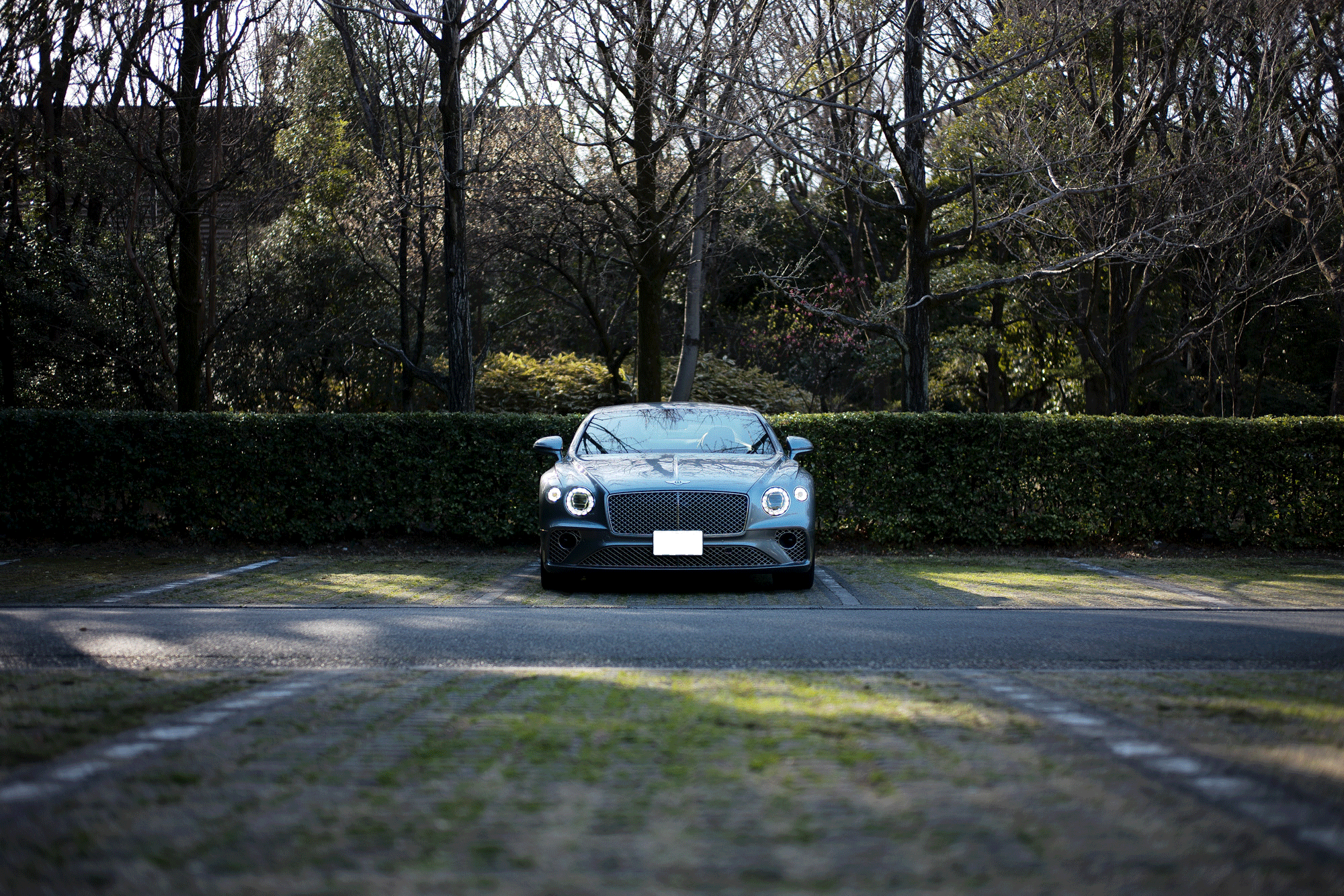 ATSUTA JINGU ///【LEICA M10-P ASC 100 Edition + SUMMILUX-M F1.4/50mm ASPH】2022年3月15日 火曜 熱田神宮 ライカM10 アポズミクロン 2021 October.27 21年目スタート 21年目からは楽しくゆっくりすごしてゆけたらなと思ってます ジョーストラマー 「10.26(tue)」,「10.27(wed)」 お休みとなります Thames LONDON / HERBIE YAMAGUCHI 1983 テムズ川 ロンドン ハービー山口 1983年 イギリス England イングランド 写真家 写真 Not Banksy ノットバンクシー BANKSY バンクシー 我々の敵はあなたの敵じゃない   共に生きよう LEICA // APO-SUMMICRON-M f2/35mm ASPH. ライカ アポ・ズミクロンM f2/35mm ASPH. 愛知 名古屋 Alto e Diritto altoediritto アルトエデリット 世界最高峰のレンズと称賛され続けているライカMレンズにおいて、アポ・ズミクロンM f2/35mm ASPH.もそのMレンズの名にふさわしい優れた性能を誇ります。さらに、アポ・ズミクロンMシリーズのレンズとしてはもちろんのこと、これまでにない新しいタイプのMレンズとして目をひく存在でもあります。その特長は、Mレンズの中で最短で唯一ともいえる最短撮影距離と、きわめてシャープな描写力、美しいボケ味、そして開放F値F2という明るさにあります。ドイツならではの高度な製造技術が生み出したこのレンズを活用すれば、M型カメラはもとより、「ライカSL2」や「ライカSL2-S」でも、優れた描写力を活用してあらゆるシーンでの撮影が楽しめます。 光学系の設計に全撮影距離で高画質が得られるフローティングシステムを採用しているため、近距離撮影でも高い描写力を発揮しながら、Mレンズでは唯一となるわずか30cmという最短撮影距離を実現しています。フォーカスリングの回転角は300°ときわめて大きく、最短撮影距離が短くなっているにも関わらず緻密なピント合わせが可能です。開放値はF2.0という明るさで、クリエイティブな作品づくりも多彩に楽しめます。その時々の貴重な瞬間を、ライカらしい高品位な写真として記録することができます。イギリスの写真家ヒュー・ジョン氏は、ポートレート撮影でもアポ・ズミクロンM f2/35mm ASPH.が威力を発揮することを実感しました。「被写界深度がこれほど浅くなるとは驚きました。まつげの部分が驚くほどシャープに描写され、そこから徐々にボケていく。これは元のサイズのまま一部をトリミングしたものですが、85mm、いや、105mmのレンズで撮影したかのような仕上がりです！」「アポ・ズミクロンM f2/35mm ASPH.は、美しいボケ味でポートレート写真に新たな可能性をもたらすレンズですね。それに接写もこなせるので、まさにオールラウンドな1本だと言えます。色の再現性も絶妙で、シャープな解像感も素晴らしい。これさえあれば他のレンズはいらないと言ってもいいかもしれません！」2021年8月18日 Leica Nagoya ライカ松坂屋名古屋店 ライカ名古屋 460-8430 愛知県中区栄3-16-1 松坂屋名古屋店 北館3Ｆ 052-264-2840 入鹿池　いるかいけ 名古屋近郊のボート釣りのメッカ 愛知県犬山市の入鹿、飛騨木曽川国定公園内にある人工の農業用ため池 わかさぎ釣り・ブラックバス釣りなら入鹿池にある見晴茶屋へ https://inuyama.gr.jp/miharashi.html 犬山観光情報  ワカサギやブラックバス釣りのメッカとして知られる入鹿池 ブラックバス釣果 犬山名物 でんがく 五平餅 見晴茶屋 愛知県犬山市堤下60 蓬ぜん 犬山 犬山口 愛知 名古屋名物 ひつまぶし http://houzen.s-d.jp/index.html 犬山城 ミシュランガイド愛知2019 あつた蓬莱軒 22年間修行 店主 うなぎ ウナギ 鰻 愛知県犬山市上坂町4-168 0568-39-5077 犬山市観光協会 ミシュラン 博多串焼き 八乃助  焼き鳥 焼鳥 愛知 名古屋 とみやBLOG 富屋酒店 とみやBLOG ライカ LEICA LEICA M10-p ASC100 EDITION ライカM10-P ズミルックス 2021年7月27日 煖 MEI メイ イタリアン 国際センター 名古屋市西区那古野1-23-2 四間道糸重3 mei-nagoya.com shikemichi サンタキアラ Santa Chiara コース 18時一斉スタート きのこ キノコ 森内敬子　モーゼ十戒　ナナツモリピノノワール 2016 pinot noir ドメーヌタカヒコ 曽我貴彦 北海道余市郡余市町登町1395  ワイン名古屋市東区徳川町　天然キノコ MEI 那古野 ネコ 猫　にゃんこ 愛知 名古屋 Alto e Diritto altoediritto アルトエデリット カウンター7席 えごま　味噌カツ ミソカツ みそかつ とんかつ 東別院 〒460-0021 愛知県名古屋市中区平和2丁目16-15 052-323-0963  鶴舞線のガード下にあるトンカツの美味しいお店 みそかつ えごま　和食 美奈登 ミナト 老舗焼肉店 神宮前/焼肉 レトロ モクモク 味噌ダレ とんちゃん 熱田 ホルモン ヤキニク とんねるず ペレ きたなシュラン 懐かし 名鉄堀田駅から徒歩20分 瑞穂区 〒467-0879 愛知県名古屋市瑞穂区平郷町2-6-2 LA VAGABONDE ラ・ヴァガボンド フレンチ フランス料理 鶴舞 ラヴァカボンド chef ryousuke iwamoto 岩本龍介 予約のとれないフレンチ 名店 美食家 放浪者 旅人 愛知県名古屋市中区千代田2丁目14-24 キャノンピア鶴舞 1F 愛知 名古屋 Alto e Diritto altoediritto アルトエデリット 超絶フレンチ ドレスコード ディナー STEAK HOUSE Beef Okuma ステーキハウス ビーフオークマ 名古屋店 霜降り黒毛和牛 サーロイン フィレ シャトーブリアン 仙台牛 宮城牛 近江牛 150g 200g ハンバーグ 松坂屋 名古屋店 愛知　名古屋 Alto e Diritto altoediritto  GW休暇 Alto e Diritto アルトエデリット altoediritto 愛知 名古屋 ゴールデンウィーク 休暇 炭火焼肉 煖  だん ダン 愛知 名古屋 焼き肉  名駅店 瑞穂本店 Alto e Diritto altoediritto アルトエデリット 夢 希望 Dream FREEMASONRY フリーメーソン AUDEMARS PIGUET オーデマピゲ SEX PISTOLS セックスピストルズ JOY DIVISION ジョイディヴィジョン DAVID BOWIE デヴィットボーウィ THE VELVET UNDERGROUND ザベルベットアンダーグラウンド THE ROLLING STONES ザローリングストーンズ QUEEN クイーン LED ZEPPELIN レッドツェッペリン Alto e Diritto アルトエデリット 愛知 名古屋 Italy MOORER ムーレー / BELVEST ベルベスト / ISAIA イザイア / LUCA GRASSIA ルカグラシア / Alfredo Rifugio アルフレードリフージオ / LARDINI ラルディーニ / De Petrillo デ・ペトリロ / TAGLIATORE タリアトーレ / Sealup シーラップ / EMMETI エンメティ / CINQUANTA チンクアンタ / SILENCE サイレンス / MOLEC モレック / Finamore フィナモレ / ORIAN オリアン / AVINO Laboratorio Napoletano アヴィーノ / INCOTEX インコテックス / INCOTEX SLACKS インコテックススラックス / PT TORINO ピーティートリノ / BERWICH ベルウィッチ / VIGANO ヴィガーノ / RICHARD J.BROWN リチャードJブラウン / FEDELI フェデーリ / MANRICO CASHMERE マンリコカシミヤ / ZANONE ザノーネ / Cruciani クルチアーニ / GRAN SASSO グランサッソ / Settefili Cashmere セッテフィーリカシミア / Girelli Bruni ジレリブルーニ / ENZO BONAFE エンツォボナフェ / FERRANTE フェランテ / GHOUD ゴード / ACATE アカーテ / Cisei シセイ / STEFANO RICCI ステファノリッチ / ALPO アル France Georges de Patricia ジョルジュドパトリシア / SAINT LAURENTサンローラン / CELINE セリーヌ / AUBERCY オーベルシー / lucien pellat-finet ルシアンペラフィネ / NATIONAL STANDARD ナショナルスタンダー U.S.A. South Paradiso Leather サウスパラディソ / JACQUESMARIEMAGE ジャックマリーマージュ / MARC MARMEL マークマーメル / WHITE'S BOOTS ホワイツブーツ / JUTTA NEUMANN ユッタニューマン England GRENFELL グレンフェル / J&M DAVIDSON ジェイアンドエムディヴィッドソン / JAMES GROSE ジェームスグロース / JOHN SMEDLEY ジョンスメドレー / Johnstons ジョンストンズ Other FIXER フィクサー / cuervo bopoha クエルボ ヴァローナ / BACKLASH The Line バックラッシュ ザライン / RIVORA リヴォラ / C.QP / Order Suit オーダースーツ 愛知 名古屋 Alto e Diritto altoediritto アルトエデリット