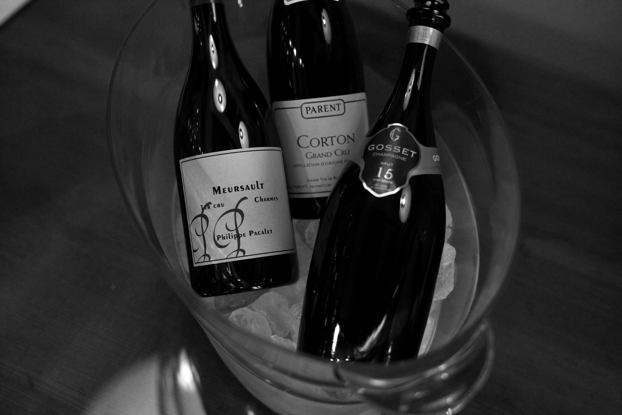 Philippe PACALET MEURSAULT 1ER CRU CHARMES 19 // DOMAINE PARENT Corton Blanc Grand Cru 16 // GOSSET 15 ans de Cave a Minima Brut NV フィリップバカレー ムルソー プルミエクリュ シャルム19 自然派の造り手を代表する希少なパカレの白ワイン。透明感とスムースな伸びのある味わいは感動もの。赤ワインが有名な造り手ですが、実は白ワインも超絶秀逸。繊細な味わいが分かる日本人にこそ頂きたい作品。 ドメーヌパラン コルトンブラン グランクリュ 16 希少なコルトンの畑を所有するパランのグランクリュ。希少なバックヴィンテージです。偉大な味わい。感動もの。ポマールが有名ですが、唯一所有するコルトンはなかなか出会えません。至福も味わい。 ゴッセ キャンザーン ド カーヴ ア ミニア ブリュット NV 90年代の最良年3ヴィンテージをアッサンブラージュして1999年にティラージュ その後15年間瓶内熟成させた銘門ゴッセのスペシャルキュヴェ。ノンマロラテックならではの長期熟成ながらフラッシュさと重厚感の味わいはゴッセならでは。