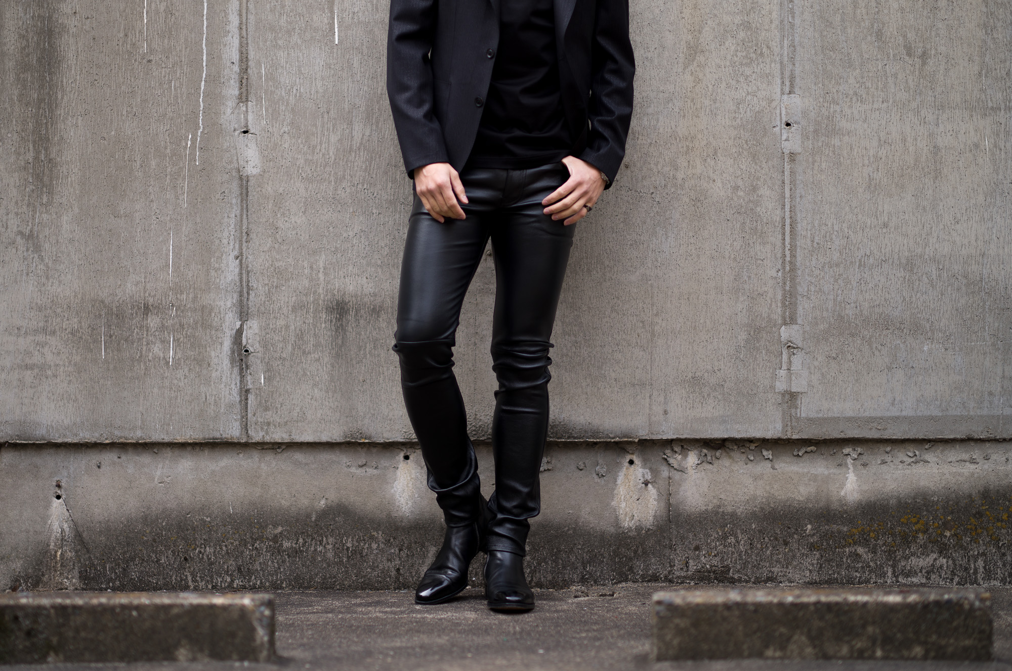 SAINT LAURENT (サンローラン) SKINNY-FIT STRETCH GRAIN LEATHER PANTS (スキニーフィット ストレッチ グレイン レザー パンツ) スキニー ストレッチ ラムレザー パンツ BLACK (ブラック) Made in italy (イタリア製) 2022 愛知 名古屋 Alto e Diritto altoediritto アルトエデリット レザーパンツ 革パン