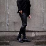 SAINT LAURENT (サンローラン) SKINNY-FIT STRETCH GRAIN LEATHER PANTS (スキニーフィット ストレッチ グレイン レザー パンツ) スキニー ストレッチ ラムレザー パンツ BLACK (ブラック) Made in italy (イタリア製) 2022春夏新作のイメージ