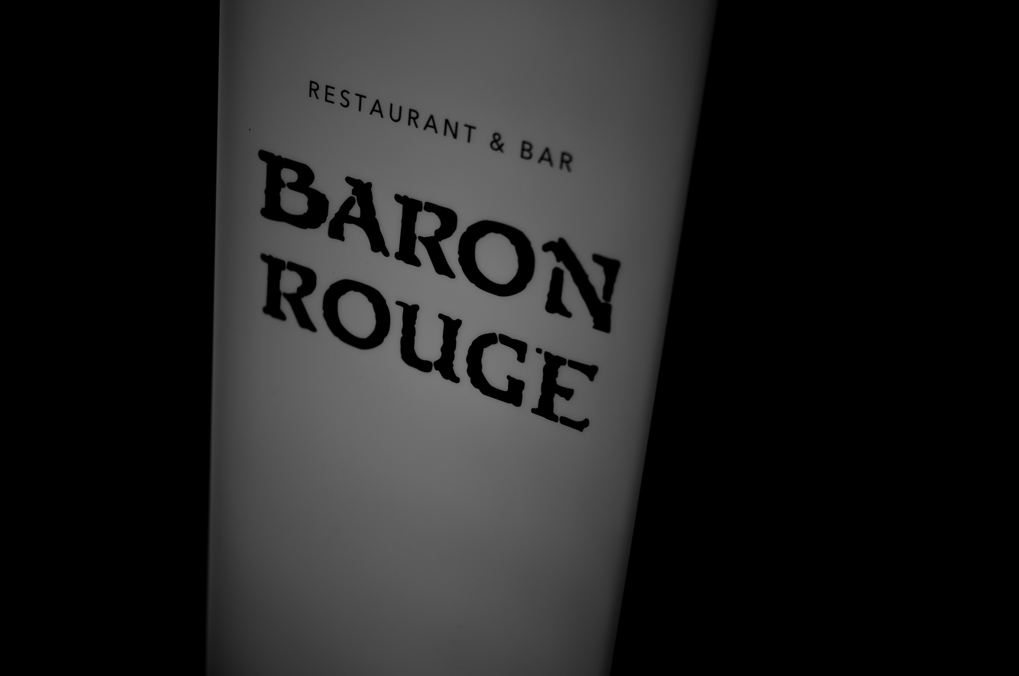 BARONROUGE バロンルージュ 〒460-0008 愛知県名古屋市中区栄5丁目19番12 @nagoya_baronrouge 050-5872-9950 移転 renewal open 。大人がひっそりと訪れる酒と料理を嗜むお店 25年続くお店が少しだけ移転しリニューアルオープン。新築のビル2階に佇む大人のためのレストラン＆バー。大人の階段を上り重厚な扉を開けると1日の疲れをリセット。大人の日常にそっと手を差し伸べる程よい非日常空間。プロが作る美味い酒 と しっかり食べられる料理。酒だけでも 料理だけでも 会話だけでも お気軽に。初めてご来店の方も いつもの馴染みのお店にしてください。八乃助 ISAMUKATAYAMABACKLASH イサムカタヤマバックラッシュ 片山勇 バックラッシュ ATSUTA JINGU ///【LEICA M10-P ASC 100 Edition + SUMMILUX-M F1.4/50mm ASPH】2022年5月11日 火曜 熱田神宮 Wolfgang's Steakhouse Signature Aoyama WOLFGANS'S STEAKHOUSE ウルフギャング ステーキハウス Tボーンステーキ  東京都 港区 北青山 2-5-8　青山OM-SQUARE1F 03-5843-0822 100席 (ダイニング58席、個室A：10席、個室B：8席、バー＆ウイスキーラウンジ24席) THE RITZ-CARLTON TOKYO "CLUB LEVEL" // 2022.5.06-5.08 ザ・リッツ・カールトン クラブ®レベル ザ・リッツ・カールトンの最高峰のおもてなしを、最上級の空間と設備でご体験いただける「ザ・リッツ・カールトン クラブレベル」。そのおもてなしの中心となるクラブラウンジは、レジデンスをテーマにしたラウンジの概念を超えた空間です。 レセプション、ガーデンテラス、ダイニングルーム、ライブラリーラウンジの4つの エリアに分かれた「クラブラウンジ」では、時間帯によって多彩な趣きでお客様をお迎えいたしております。お客様のクラブレベルのステイをより快適なものにするクラブコンシェルジュは、お客様一人ひとりをお名前でお呼びし、それぞれのお好みに合わせたパーソナルなサービスをお届けいたします。お誕生日や記念日、プロポーズなど特別な日のご滞在には、ご要望に合わせて心に残るひとときを演出するプランをご提案します。 ザ・ロビーラウンジ ラウンジ ホテルの45階、お客様をお迎えするメインロビーに位置する「ザ・ロビーラウンジ」は、お待ち合わせや語らいの時間を特別なものにします。毎週金～日曜日の15時～16時20分の間、「ハープ＆アフタヌーンティー」を提供しております。確かな技術を有するハープ奏者が奏でる美しい音色を聴きながらペストリーシェフによるアフタヌーンティーをお召し上がり頂けます。夕暮れへと移ろいゆく美しい東京の景色と共に、ゆったりとした午後のひとときをお楽しみ下さい45階の開放的な空間で楽しむ伝統的なアフタヌーンティー ザ・リッツ・カールトン東京の45階、お客様をお迎えするメインロビーに位置する「ザ・ロビーラウンジ」は、お待ち合わせや語らいの時間を特別なものにします。 心地よいピアノの生演奏が流れるラグジュアリーな空間で、モダンなアフタヌーンティーセットや厳選された世界各地の茶葉によるティーセレクションと共に、優雅なひと時をお楽しみ下さい。東京の中心に位置する六本木というロケーションに相応しい、西洋と東洋のモダンな融合を表現したインテリアには、オリエンタルな紫、赤、モノトーンを基調とした配色や、和をモチーフとしたファブリックなどを用い、全体として和洋の調和を感じさせる空間となっており、時間の移ろいに合わせた生演奏が彩りを添えます。ISAIA Napoli TOKYO MIDTOWN イザイア ナポリ 東京ミッドタウン スーツ、ジャケット、シャツ、パンツ、シューズ、ネクタイ、チーフ、カバン 愛知 名古屋 Alto e Diritto altoediritto アルトエデリット 20224月19日 ミシュラン ヴァガボンド 2021年12月14日 LA VAGABONDE ラ・ヴァガボンド フレンチ フランス料理 鶴舞 ラヴァカボンド chef ryousuke iwamoto 岩本龍介 予約のとれないフレンチ 名店 美食家 放浪者 旅人 愛知県名古屋市中区千代田2丁目14-24 キャノンピア鶴舞 1F 愛知 名古屋 Alto e Diritto altoediritto アルトエデリット 超絶フレンチ ドレスコード ディナー 中華風家庭料理 ふーみん (表参道/中華料理)　〒107-0062 東京都港区南青山５丁目７−１７ 03-3498-4466　表参道・青山エリアの南青山の中華料理店、中華風家庭料理 ふーみんのオフィシャルページです　CHACOあまみや　千駄ヶ谷の有名なステーキ屋「CHACOあめみや」 炭焼きステーキ 〒151-0051 東京都渋谷区千駄ケ谷１丁目７−１２ 03-3402-6066 http://chacoamemiya.com/sp/ １９７９年（昭和５４年）に開店してから当時のままの姿の店内は重みを感じる。　（お客様からは「昭和の香りがする・・」と言われます）真っ白だった壁も年月を感じさせる趣がある。店内に入るとまず目に入るのが、大きな炭焼きの竈。営業当時からの肉の旨みを沢山吸い込んでいるかも・・・。１９７９年（昭和５４年）に開店してから当時のままの姿の店内は重みを感じる。　（お客様からは「昭和の香りがする・・」と言われます）真っ白だった壁も年月を感じさせる趣がある。店内に入るとまず目に入るのが、大きな炭焼きの竈。営業当時からの肉の旨みを沢山吸い込んでいるかも・・・。炭で焼かれたステーキのお皿は鉄板ではなく鋳物です。牛肉は融点が高いため冷めやすい鉄板ではすぐに肉が固くなってしまいます。チャコのお皿は長い時間温かいので柔らかい牛肉をゆっくりご賞味いただけます。ワイン片手に語らいながら心安らぐ美味しい時間をお過ごしください。LA BISBOCCIA　ラ・ビスボッチャ/LA BISBOCCIA (広尾/イタリアン) RISTORANTE LA BISBOCCIA 〒150-0013 東京都渋谷区恵比寿2-36-13 広尾MTRビル1F "イタリア政府公認レストラン"として選ばれた本格的イタリアン。スタッフもイタリア人が中心で、イタリアにいる気分になれそうな空間。 https://labisboccia.tokyo/ 愛知 名古屋 Vineria Cassini ヴィネリア カッシーニ 東別院 イタリアン 愛知県名古屋市中区伊勢山1-9-13 伊勢山ハイツ1F #1F Iseyamahaitsu, 1-9-13 Iseyama Naka-ku, Nagoya-shi, Aichi-ken 460-0026, Japan イタリアを旅するような気分で楽しむ郷土料理と様々なワイン "Vineria(ヴィネリア)とは、イタリア語でVino(ワイン)＋Osteria(食堂)を足した造語です。 イタリアの郷土料理とその土地で造られた様々なワインをイタリアを旅するような気分でお楽しみいただけます。 「イタリア現地の味」を目指した素材を生かすストレートかつ伝統的なイタリア料理をアラカルトもしくはコースでお楽しみください。 約200種類のイタリアワインの中から、ソムリエがベストなワインを選びます。お料理やお好みに合わせたグラスワインやワインコースもご用意しております。"2021年10月15日 煖 MEI メイ イタリアン 国際センター 名古屋市西区那古野1-23-2 四間道糸重3 mei-nagoya.com shikemichi サンタキアラ Santa Chiara コース 18時一斉スタート きのこ キノコ 森内敬子　モーゼ十戒　ナナツモリピノノワール 2016 pinot noir ドメーヌタカヒコ 曽我貴彦 北海道余市郡余市町登町1395  ワイン名古屋市東区徳川町　天然キノコ MEI 那古野 ネコ 猫　にゃんこ 愛知 名古屋 Alto e Diritto altoediritto アルトエデリット カウンター7席 えごま　味噌カツ ミソカツ みそかつ とんかつ 東別院 〒460-0021 愛知県名古屋市中区平和2丁目16-15 052-323-0963  鶴舞線のガード下にあるトンカツの美味しいお店 みそかつ えごま　和食 美奈登 ミナト 老舗焼肉店 神宮前/焼肉 レトロ モクモク 味噌ダレ とんちゃん 熱田 ホルモン ヤキニク とんねるず ペレ きたなシュラン 懐かし 名鉄堀田駅から徒歩20分 瑞穂区 〒467-0879 愛知県名古屋市瑞穂区平郷町2-6-2 LA VAGABONDE ラ・ヴァガボンド フレンチ フランス料理 鶴舞 ラヴァカボンド chef ryousuke iwamoto 岩本龍介 予約のとれないフレンチ 名店 美食家 放浪者 旅人 愛知県名古屋市中区千代田2丁目14-24 キャノンピア鶴舞 1F 愛知 名古屋 Alto e Diritto altoediritto アルトエデリット 超絶フレンチ ドレスコード ディナー STEAK HOUSE Beef Okuma ステーキハウス ビーフオークマ 名古屋店 霜降り黒毛和牛 サーロイン フィレ シャトーブリアン 仙台牛 宮城牛 近江牛 150g 200g ハンバーグ 松坂屋 名古屋店 愛知　名古屋 Alto e Diritto altoediritto  GW休暇 Alto e Diritto アルトエデリット altoediritto 愛知 名古屋 ゴールデンウィーク 休暇 炭火焼肉 煖  だん ダン 愛知 名古屋 焼き肉  名駅店 瑞穂本店 Alto e Diritto altoediritto アルトエデリット 夢 希望 Dream FREEMASONRY フリーメーソン AUDEMARS PIGUET オーデマピゲ SEX PISTOLS セックスピストルズ JOY DIVISION ジョイディヴィジョン DAVID BOWIE デヴィットボーウィ THE VELVET UNDERGROUND ザベルベットアンダーグラウンド THE ROLLING STONES ザローリングストーンズ QUEEN クイーン LED ZEPPELIN レッドツェッペリン Alto e Diritto アルトエデリット 愛知 名古屋 Italy MOORER ムーレー / BELVEST ベルベスト / ISAIA イザイア / LUCA GRASSIA ルカグラシア / Alfredo Rifugio アルフレードリフージオ / LARDINI ラルディーニ / De Petrillo デ・ペトリロ / TAGLIATORE タリアトーレ / Sealup シーラップ / EMMETI エンメティ / CINQUANTA チンクアンタ / SILENCE サイレンス / MOLEC モレック / Finamore フィナモレ / ORIAN オリアン / AVINO Laboratorio Napoletano アヴィーノ / INCOTEX インコテックス / INCOTEX SLACKS インコテックススラックス / PT TORINO ピーティートリノ / BERWICH ベルウィッチ / VIGANO ヴィガーノ / RICHARD J.BROWN リチャードJブラウン / FEDELI フェデーリ / MANRICO CASHMERE マンリコカシミヤ / ZANONE ザノーネ / Cruciani クルチアーニ / GRAN SASSO グランサッソ / Settefili Cashmere セッテフィーリカシミア / Girelli Bruni ジレリブルーニ / ENZO BONAFE エンツォボナフェ / FERRANTE フェランテ / GHOUD ゴード / ACATE アカーテ / Cisei シセイ / STEFANO RICCI ステファノリッチ / ALPO アル France Georges de Patricia ジョルジュドパトリシア / SAINT LAURENTサンローラン / CELINE セリーヌ / AUBERCY オーベルシー / lucien pellat-finet ルシアンペラフィネ / NATIONAL STANDARD ナショナルスタンダー U.S.A. South Paradiso Leather サウスパラディソ / JACQUESMARIEMAGE ジャックマリーマージュ / MARC MARMEL マークマーメル / WHITE'S BOOTS ホワイツブーツ / JUTTA NEUMANN ユッタニューマン England GRENFELL グレンフェル / J&M DAVIDSON ジェイアンドエムディヴィッドソン / JAMES GROSE ジェームスグロース / JOHN SMEDLEY ジョンスメドレー / Johnstons ジョンストンズ Other FIXER フィクサー / cuervo bopoha クエルボ ヴァローナ / BACKLASH The Line バックラッシュ ザライン / RIVORA リヴォラ / C.QP / Order Suit オーダースーツ 愛知 名古屋 Alto e Diritto altoediritto アルトエデリッライカM10 アポズミクロン 2021 October.27 21年目スタート 21年目からは楽しくゆっくりすごしてゆけたらなと思ってます ジョーストラマー 「10.26(tue)」,「10.27(wed)」 お休みとなります Thames LONDON / HERBIE YAMAGUCHI 1983 テムズ川 ロンドン ハービー山口 1983年 イギリス England イングランド 写真家 写真 Not Banksy ノットバンクシー BANKSY バンクシー 我々の敵はあなたの敵じゃない   共に生きよう LEICA // APO-SUMMICRON-M f2/35mm ASPH. ライカ アポ・ズミクロンM f2/35mm ASPH. 愛知 名古屋 Alto e Diritto altoediritto アルトエデリット 世界最高峰のレンズと称賛され続けているライカMレンズにおいて、アポ・ズミクロンM f2/35mm ASPH.もそのMレンズの名にふさわしい優れた性能を誇ります。さらに、アポ・ズミクロンMシリーズのレンズとしてはもちろんのこと、これまでにない新しいタイプのMレンズとして目をひく存在でもあります。その特長は、Mレンズの中で最短で唯一ともいえる最短撮影距離と、きわめてシャープな描写力、美しいボケ味、そして開放F値F2という明るさにあります。ドイツならではの高度な製造技術が生み出したこのレンズを活用すれば、M型カメラはもとより、「ライカSL2」や「ライカSL2-S」でも、優れた描写力を活用してあらゆるシーンでの撮影が楽しめます。 光学系の設計に全撮影距離で高画質が得られるフローティングシステムを採用しているため、近距離撮影でも高い描写力を発揮しながら、Mレンズでは唯一となるわずか30cmという最短撮影距離を実現しています。フォーカスリングの回転角は300°ときわめて大きく、最短撮影距離が短くなっているにも関わらず緻密なピント合わせが可能です。開放値はF2.0という明るさで、クリエイティブな作品づくりも多彩に楽しめます。その時々の貴重な瞬間を、ライカらしい高品位な写真として記録することができます。イギリスの写真家ヒュー・ジョン氏は、ポートレート撮影でもアポ・ズミクロンM f2/35mm ASPH.が威力を発揮することを実感しました。「被写界深度がこれほど浅くなるとは驚きました。まつげの部分が驚くほどシャープに描写され、そこから徐々にボケていく。これは元のサイズのまま一部をトリミングしたものですが、85mm、いや、105mmのレンズで撮影したかのような仕上がりです！」「アポ・ズミクロンM f2/35mm ASPH.は、美しいボケ味でポートレート写真に新たな可能性をもたらすレンズですね。それに接写もこなせるので、まさにオールラウンドな1本だと言えます。色の再現性も絶妙で、シャープな解像感も素晴らしい。これさえあれば他のレンズはいらないと言ってもいいかもしれません！」2021年8月18日 Leica Nagoya ライカ松坂屋名古屋店 ライカ名古屋 460-8430 愛知県中区栄3-16-1 松坂屋名古屋店 北館3Ｆ 052-264-2840 入鹿池　いるかいけ 名古屋近郊のボート釣りのメッカ 愛知県犬山市の入鹿、飛騨木曽川国定公園内にある人工の農業用ため池 わかさぎ釣り・ブラックバス釣りなら入鹿池にある見晴茶屋へ https://inuyama.gr.jp/miharashi.html 犬山観光情報  ワカサギやブラックバス釣りのメッカとして知られる入鹿池 ブラックバス釣果 犬山名物 でんがく 五平餅 見晴茶屋 愛知県犬山市堤下60 蓬ぜん 犬山 犬山口 愛知 名古屋名物 ひつまぶし http://houzen.s-d.jp/index.html 犬山城 ミシュランガイド愛知2019 あつた蓬莱軒 22年間修行 店主 うなぎ ウナギ 鰻 愛知県犬山市上坂町4-168 0568-39-5077 犬山市観光協会 ミシュラン 博多串焼き 八乃助  焼き鳥 焼鳥 愛知 名古屋 とみやBLOG 富屋酒店 とみやBLOG ライカ LEICA LEICA M10-p ASC100 EDITION ライカM10-P ズミルックス 2021年7月27日 煖 MEI メイ イタリアン 国際センター 名古屋市西区那古野1-23-2 四間道糸重3 mei-nagoya.com shikemichi サンタキアラ Santa Chiara コース 18時一斉スタート きのこ キノコ 森内敬子　モーゼ十戒　ナナツモリピノノワール 2016 pinot noir ドメーヌタカヒコ 曽我貴彦 北海道余市郡余市町登町1395  ワイン名古屋市東区徳川町　天然キノコ MEI 那古野 ネコ 猫　にゃんこ 愛知 名古屋 Alto e Diritto altoediritto アルトエデリット カウンター7席 えごま　味噌カツ ミソカツ みそかつ とんかつ 東別院 〒460-0021 愛知県名古屋市中区平和2丁目16-15 052-323-0963  鶴舞線のガード下にあるトンカツの美味しいお店 みそかつ えごま　和食 美奈登 ミナト 老舗焼肉店 神宮前/焼肉 レトロ モクモク 味噌ダレ とんちゃん 熱田 ホルモン ヤキニク とんねるず ペレ きたなシュラン 懐かし 名鉄堀田駅から徒歩20分 瑞穂区 〒467-0879 愛知県名古屋市瑞穂区平郷町2-6-2 LA VAGABONDE ラ・ヴァガボンド フレンチ フランス料理 鶴舞 ラヴァカボンド chef ryousuke iwamoto 岩本龍介 予約のとれないフレンチ 名店 美食家 放浪者 旅人 愛知県名古屋市中区千代田2丁目14-24 キャノンピア鶴舞 1F 愛知 名古屋 Alto e Diritto altoediritto アルトエデリット 超絶フレンチ ドレスコード ディナー STEAK HOUSE Beef Okuma ステーキハウス ビーフオークマ 名古屋店 霜降り黒毛和牛 サーロイン フィレ シャトーブリアン 仙台牛 宮城牛 近江牛 150g 200g ハンバーグ 松坂屋 名古屋店 愛知　名古屋 Alto e Diritto altoediritto  GW休暇 Alto e Diritto アルトエデリット altoediritto 愛知 名古屋 ゴールデンウィーク 休暇 炭火焼肉 煖  だん ダン 愛知 名古屋 焼き肉  名駅店 瑞穂本店 Alto e Diritto altoediritto アルトエデリット 夢 希望 Dream FREEMASONRY フリーメーソン AUDEMARS PIGUET オーデマピゲ SEX PISTOLS セックスピストルズ JOY DIVISION ジョイディヴィジョン DAVID BOWIE デヴィットボーウィ THE VELVET UNDERGROUND ザベルベットアンダーグラウンド THE ROLLING STONES ザローリングストーンズ QUEEN クイーン LED ZEPPELIN レッドツェッペリン Alto e Diritto アルトエデリット 愛知 名古屋 Italy MOORER ムーレー / BELVEST ベルベスト / ISAIA イザイア / LUCA GRASSIA ルカグラシア / Alfredo Rifugio アルフレードリフージオ / LARDINI ラルディーニ / De Petrillo デ・ペトリロ / TAGLIATORE タリアトーレ / Sealup シーラップ / EMMETI エンメティ / CINQUANTA チンクアンタ / SILENCE サイレンス / MOLEC モレック / Finamore フィナモレ / ORIAN オリアン / AVINO Laboratorio Napoletano アヴィーノ / INCOTEX インコテックス / INCOTEX SLACKS インコテックススラックス / PT TORINO ピーティートリノ / BERWICH ベルウィッチ / VIGANO ヴィガーノ / RICHARD J.BROWN リチャードJブラウン / FEDELI フェデーリ / MANRICO CASHMERE マンリコカシミヤ / ZANONE ザノーネ / Cruciani クルチアーニ / GRAN SASSO グランサッソ / Settefili Cashmere セッテフィーリカシミア / Girelli Bruni ジレリブルーニ / ENZO BONAFE エンツォボナフェ / FERRANTE フェランテ / GHOUD ゴード / ACATE アカーテ / Cisei シセイ / STEFANO RICCI ステファノリッチ / ALPO アル France Georges de Patricia ジョルジュドパトリシア / SAINT LAURENTサンローラン / CELINE セリーヌ / AUBERCY オーベルシー / lucien pellat-finet ルシアンペラフィネ / NATIONAL STANDARD ナショナルスタンダー U.S.A. South Paradiso Leather サウスパラディソ / JACQUESMARIEMAGE ジャックマリーマージュ / MARC MARMEL マークマーメル / WHITE'S BOOTS ホワイツブーツ / JUTTA NEUMANN ユッタニューマン England GRENFELL グレンフェル / J&M DAVIDSON ジェイアンドエムディヴィッドソン / JAMES GROSE ジェームスグロース / JOHN SMEDLEY ジョンスメドレー / Johnstons ジョンストンズ Other FIXER フィクサー / cuervo bopoha クエルボ ヴァローナ / BACKLASH The Line バックラッシュ ザライン / RIVORA リヴォラ / C.QP / Order Suit オーダースーツ 愛知 名古屋 Alto e Diritto altoediritto アルトエデリット