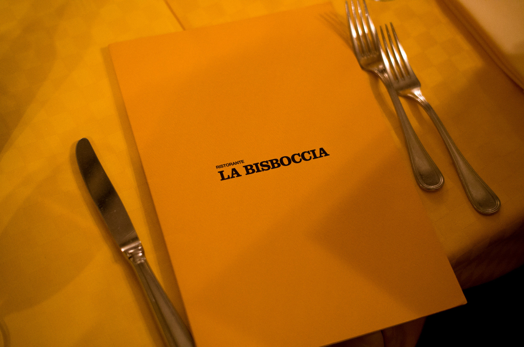 LA BISBOCCIA　ラ・ビスボッチャ/LA BISBOCCIA (広尾/イタリアン) RISTORANTE LA BISBOCCIA 〒150-0013 東京都渋谷区恵比寿2-36-13 広尾MTRビル1F "イタリア政府公認レストラン"として選ばれた本格的イタリアン。スタッフもイタリア人が中心で、イタリアにいる気分になれそうな空間。 https://labisboccia.tokyo/ THE RITZ-CARLTON TOKYO  // 2022.4.27-4.28  ザ・ロビーラウンジ ラウンジ ホテルの45階、お客様をお迎えするメインロビーに位置する「ザ・ロビーラウンジ」は、お待ち合わせや語らいの時間を特別なものにします。45階の開放的な空間で楽しむ伝統的なアフタヌーンティー ザ・リッツ・カールトン東京の45階、お客様をお迎えするメインロビーに位置する「ザ・ロビーラウンジ」は、お待ち合わせや語らいの時間を特別なものにします。 心地よいピアノの生演奏が流れるラグジュアリーな空間で、モダンなアフタヌーンティーセットや厳選された世界各地の茶葉によるティーセレクションと共に、優雅なひと時をお楽しみ下さい。東京の中心に位置する六本木というロケーションに相応しい、西洋と東洋のモダンな融合を表現したインテリアには、オリエンタルな紫、赤、モノトーンを基調とした配色や、和をモチーフとしたファブリックなどを用い、全体として和洋の調和を感じさせる空間となっており、時間の移ろいに合わせた生演奏が彩りを添えます。ISAIA Napoli TOKYO MIDTOWN イザイア ナポリ 東京ミッドタウン スーツ、ジャケット、シャツ、パンツ、シューズ、ネクタイ、チーフ、カバン 愛知 名古屋 Alto e Diritto altoediritto アルトエデリット 20224月19日 ミシュラン ヴァガボンド 2021年12月14日 LA VAGABONDE ラ・ヴァガボンド フレンチ フランス料理 鶴舞 ラヴァカボンド chef ryousuke iwamoto 岩本龍介 予約のとれないフレンチ 名店 美食家 放浪者 旅人 愛知県名古屋市中区千代田2丁目14-24 キャノンピア鶴舞 1F 愛知 名古屋 Alto e Diritto altoediritto アルトエデリット 超絶フレンチ ドレスコード ディナー 中華風家庭料理 ふーみん (表参道/中華料理)　〒107-0062 東京都港区南青山５丁目７−１７ 03-3498-4466　表参道・青山エリアの南青山の中華料理店、中華風家庭料理 ふーみんのオフィシャルページです　CHACOあまみや　千駄ヶ谷の有名なステーキ屋「CHACOあめみや」 炭焼きステーキ 〒151-0051 東京都渋谷区千駄ケ谷１丁目７−１２ 03-3402-6066 http://chacoamemiya.com/sp/ １９７９年（昭和５４年）に開店してから当時のままの姿の店内は重みを感じる。　（お客様からは「昭和の香りがする・・」と言われます）真っ白だった壁も年月を感じさせる趣がある。店内に入るとまず目に入るのが、大きな炭焼きの竈。営業当時からの肉の旨みを沢山吸い込んでいるかも・・・。１９７９年（昭和５４年）に開店してから当時のままの姿の店内は重みを感じる。　（お客様からは「昭和の香りがする・・」と言われます）真っ白だった壁も年月を感じさせる趣がある。店内に入るとまず目に入るのが、大きな炭焼きの竈。営業当時からの肉の旨みを沢山吸い込んでいるかも・・・。炭で焼かれたステーキのお皿は鉄板ではなく鋳物です。牛肉は融点が高いため冷めやすい鉄板ではすぐに肉が固くなってしまいます。チャコのお皿は長い時間温かいので柔らかい牛肉をゆっくりご賞味いただけます。ワイン片手に語らいながら心安らぐ美味しい時間をお過ごしください。LA BISBOCCIA　ラ・ビスボッチャ/LA BISBOCCIA (広尾/イタリアン) RISTORANTE LA BISBOCCIA 〒150-0013 東京都渋谷区恵比寿2-36-13 広尾MTRビル1F "イタリア政府公認レストラン"として選ばれた本格的イタリアン。スタッフもイタリア人が中心で、イタリアにいる気分になれそうな空間。 https://labisboccia.tokyo/ 愛知 名古屋 Vineria Cassini ヴィネリア カッシーニ 東別院 イタリアン 愛知県名古屋市中区伊勢山1-9-13 伊勢山ハイツ1F #1F Iseyamahaitsu, 1-9-13 Iseyama Naka-ku, Nagoya-shi, Aichi-ken 460-0026, Japan イタリアを旅するような気分で楽しむ郷土料理と様々なワイン "Vineria(ヴィネリア)とは、イタリア語でVino(ワイン)＋Osteria(食堂)を足した造語です。 イタリアの郷土料理とその土地で造られた様々なワインをイタリアを旅するような気分でお楽しみいただけます。 「イタリア現地の味」を目指した素材を生かすストレートかつ伝統的なイタリア料理をアラカルトもしくはコースでお楽しみください。 約200種類のイタリアワインの中から、ソムリエがベストなワインを選びます。お料理やお好みに合わせたグラスワインやワインコースもご用意しております。"2021年10月15日 煖 MEI メイ イタリアン 国際センター 名古屋市西区那古野1-23-2 四間道糸重3 mei-nagoya.com shikemichi サンタキアラ Santa Chiara コース 18時一斉スタート きのこ キノコ 森内敬子　モーゼ十戒　ナナツモリピノノワール 2016 pinot noir ドメーヌタカヒコ 曽我貴彦 北海道余市郡余市町登町1395  ワイン名古屋市東区徳川町　天然キノコ MEI 那古野 ネコ 猫　にゃんこ 愛知 名古屋 Alto e Diritto altoediritto アルトエデリット カウンター7席 えごま　味噌カツ ミソカツ みそかつ とんかつ 東別院 〒460-0021 愛知県名古屋市中区平和2丁目16-15 052-323-0963  鶴舞線のガード下にあるトンカツの美味しいお店 みそかつ えごま　和食 美奈登 ミナト 老舗焼肉店 神宮前/焼肉 レトロ モクモク 味噌ダレ とんちゃん 熱田 ホルモン ヤキニク とんねるず ペレ きたなシュラン 懐かし 名鉄堀田駅から徒歩20分 瑞穂区 〒467-0879 愛知県名古屋市瑞穂区平郷町2-6-2 LA VAGABONDE ラ・ヴァガボンド フレンチ フランス料理 鶴舞 ラヴァカボンド chef ryousuke iwamoto 岩本龍介 予約のとれないフレンチ 名店 美食家 放浪者 旅人 愛知県名古屋市中区千代田2丁目14-24 キャノンピア鶴舞 1F 愛知 名古屋 Alto e Diritto altoediritto アルトエデリット 超絶フレンチ ドレスコード ディナー STEAK HOUSE Beef Okuma ステーキハウス ビーフオークマ 名古屋店 霜降り黒毛和牛 サーロイン フィレ シャトーブリアン 仙台牛 宮城牛 近江牛 150g 200g ハンバーグ 松坂屋 名古屋店 愛知　名古屋 Alto e Diritto altoediritto  GW休暇 Alto e Diritto アルトエデリット altoediritto 愛知 名古屋 ゴールデンウィーク 休暇 炭火焼肉 煖  だん ダン 愛知 名古屋 焼き肉  名駅店 瑞穂本店 Alto e Diritto altoediritto アルトエデリット 夢 希望 Dream FREEMASONRY フリーメーソン AUDEMARS PIGUET オーデマピゲ SEX PISTOLS セックスピストルズ JOY DIVISION ジョイディヴィジョン DAVID BOWIE デヴィットボーウィ THE VELVET UNDERGROUND ザベルベットアンダーグラウンド THE ROLLING STONES ザローリングストーンズ QUEEN クイーン LED ZEPPELIN レッドツェッペリン Alto e Diritto アルトエデリット 愛知 名古屋 Italy MOORER ムーレー / BELVEST ベルベスト / ISAIA イザイア / LUCA GRASSIA ルカグラシア / Alfredo Rifugio アルフレードリフージオ / LARDINI ラルディーニ / De Petrillo デ・ペトリロ / TAGLIATORE タリアトーレ / Sealup シーラップ / EMMETI エンメティ / CINQUANTA チンクアンタ / SILENCE サイレンス / MOLEC モレック / Finamore フィナモレ / ORIAN オリアン / AVINO Laboratorio Napoletano アヴィーノ / INCOTEX インコテックス / INCOTEX SLACKS インコテックススラックス / PT TORINO ピーティートリノ / BERWICH ベルウィッチ / VIGANO ヴィガーノ / RICHARD J.BROWN リチャードJブラウン / FEDELI フェデーリ / MANRICO CASHMERE マンリコカシミヤ / ZANONE ザノーネ / Cruciani クルチアーニ / GRAN SASSO グランサッソ / Settefili Cashmere セッテフィーリカシミア / Girelli Bruni ジレリブルーニ / ENZO BONAFE エンツォボナフェ / FERRANTE フェランテ / GHOUD ゴード / ACATE アカーテ / Cisei シセイ / STEFANO RICCI ステファノリッチ / ALPO アル France Georges de Patricia ジョルジュドパトリシア / SAINT LAURENTサンローラン / CELINE セリーヌ / AUBERCY オーベルシー / lucien pellat-finet ルシアンペラフィネ / NATIONAL STANDARD ナショナルスタンダー U.S.A. South Paradiso Leather サウスパラディソ / JACQUESMARIEMAGE ジャックマリーマージュ / MARC MARMEL マークマーメル / WHITE'S BOOTS ホワイツブーツ / JUTTA NEUMANN ユッタニューマン England GRENFELL グレンフェル / J&M DAVIDSON ジェイアンドエムディヴィッドソン / JAMES GROSE ジェームスグロース / JOHN SMEDLEY ジョンスメドレー / Johnstons ジョンストンズ Other FIXER フィクサー / cuervo bopoha クエルボ ヴァローナ / BACKLASH The Line バックラッシュ ザライン / RIVORA リヴォラ / C.QP / Order Suit オーダースーツ 愛知 名古屋 Alto e Diritto altoediritto アルトエデリット