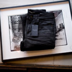 SAINT LAURENT (サンローラン) SKINNY-FIT JEANS COATED BLACK DENIM (スキニーフィット ジーンズ コーティング ブラックデニム) スキニー ストレッチ コーティング デニムパンツ COATED BLACK (コーテッドブラック) Made in italy (イタリア製) 2022のイメージ