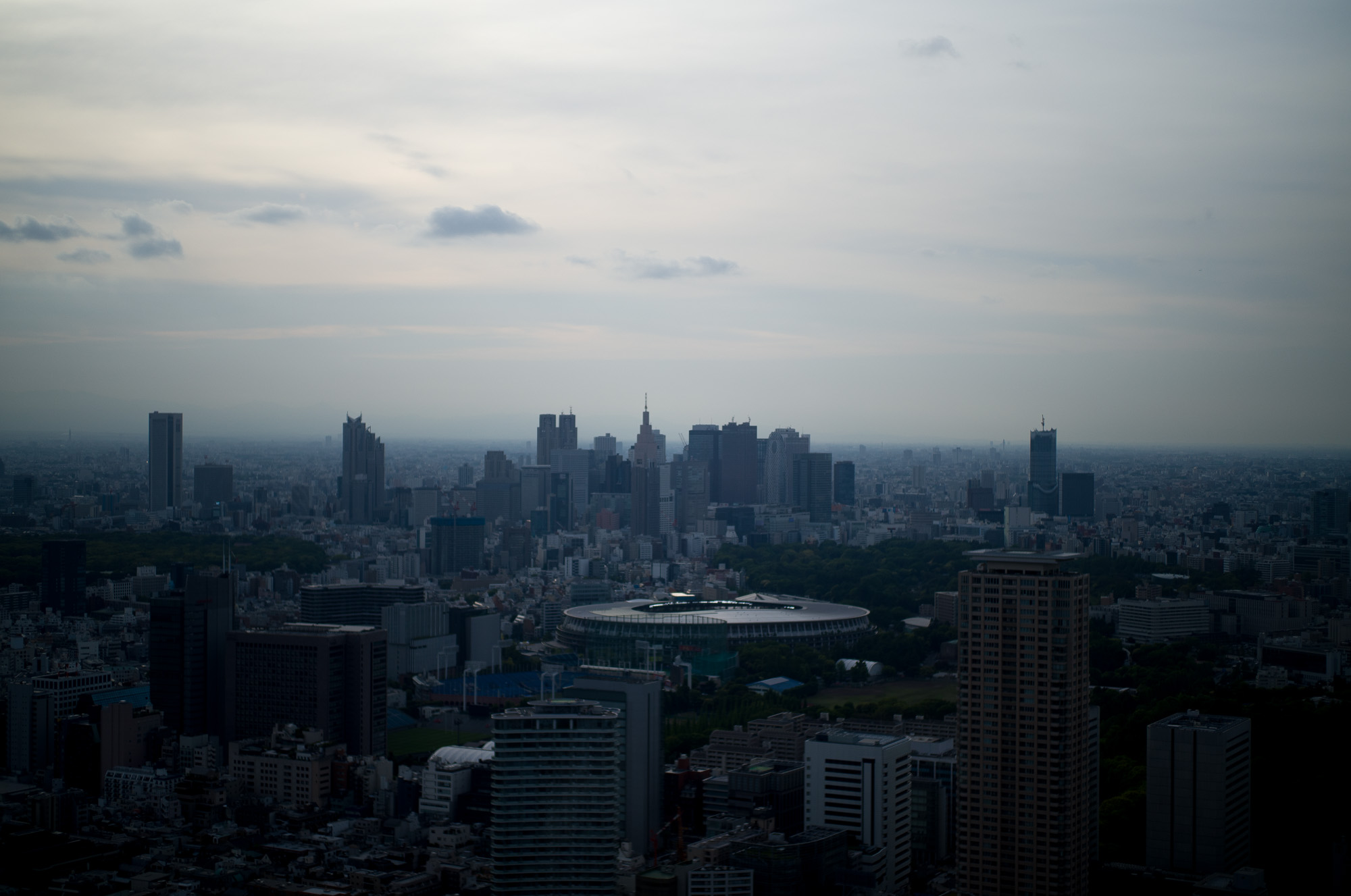 THE RITZ-CARLTON TOKYO "CLUB LEVEL" // 2022.5.06-5.08 ザ・リッツ・カールトン クラブ®レベル ザ・リッツ・カールトンの最高峰のおもてなしを、最上級の空間と設備でご体験いただける「ザ・リッツ・カールトン クラブレベル」。そのおもてなしの中心となるクラブラウンジは、レジデンスをテーマにしたラウンジの概念を超えた空間です。 レセプション、ガーデンテラス、ダイニングルーム、ライブラリーラウンジの4つの エリアに分かれた「クラブラウンジ」では、時間帯によって多彩な趣きでお客様をお迎えいたしております。お客様のクラブレベルのステイをより快適なものにするクラブコンシェルジュは、お客様一人ひとりをお名前でお呼びし、それぞれのお好みに合わせたパーソナルなサービスをお届けいたします。お誕生日や記念日、プロポーズなど特別な日のご滞在には、ご要望に合わせて心に残るひとときを演出するプランをご提案します。 ザ・ロビーラウンジ ラウンジ ホテルの45階、お客様をお迎えするメインロビーに位置する「ザ・ロビーラウンジ」は、お待ち合わせや語らいの時間を特別なものにします。毎週金～日曜日の15時～16時20分の間、「ハープ＆アフタヌーンティー」を提供しております。確かな技術を有するハープ奏者が奏でる美しい音色を聴きながらペストリーシェフによるアフタヌーンティーをお召し上がり頂けます。夕暮れへと移ろいゆく美しい東京の景色と共に、ゆったりとした午後のひとときをお楽しみ下さい45階の開放的な空間で楽しむ伝統的なアフタヌーンティー ザ・リッツ・カールトン東京の45階、お客様をお迎えするメインロビーに位置する「ザ・ロビーラウンジ」は、お待ち合わせや語らいの時間を特別なものにします。 心地よいピアノの生演奏が流れるラグジュアリーな空間で、モダンなアフタヌーンティーセットや厳選された世界各地の茶葉によるティーセレクションと共に、優雅なひと時をお楽しみ下さい。東京の中心に位置する六本木というロケーションに相応しい、西洋と東洋のモダンな融合を表現したインテリアには、オリエンタルな紫、赤、モノトーンを基調とした配色や、和をモチーフとしたファブリックなどを用い、全体として和洋の調和を感じさせる空間となっており、時間の移ろいに合わせた生演奏が彩りを添えます。ISAIA Napoli TOKYO MIDTOWN イザイア ナポリ 東京ミッドタウン スーツ、ジャケット、シャツ、パンツ、シューズ、ネクタイ、チーフ、カバン 愛知 名古屋 Alto e Diritto altoediritto アルトエデリット 20224月19日 ミシュラン ヴァガボンド 2021年12月14日 LA VAGABONDE ラ・ヴァガボンド フレンチ フランス料理 鶴舞 ラヴァカボンド chef ryousuke iwamoto 岩本龍介 予約のとれないフレンチ 名店 美食家 放浪者 旅人 愛知県名古屋市中区千代田2丁目14-24 キャノンピア鶴舞 1F 愛知 名古屋 Alto e Diritto altoediritto アルトエデリット 超絶フレンチ ドレスコード ディナー 中華風家庭料理 ふーみん (表参道/中華料理)　〒107-0062 東京都港区南青山５丁目７−１７ 03-3498-4466　表参道・青山エリアの南青山の中華料理店、中華風家庭料理 ふーみんのオフィシャルページです　CHACOあまみや　千駄ヶ谷の有名なステーキ屋「CHACOあめみや」 炭焼きステーキ 〒151-0051 東京都渋谷区千駄ケ谷１丁目７−１２ 03-3402-6066 http://chacoamemiya.com/sp/ １９７９年（昭和５４年）に開店してから当時のままの姿の店内は重みを感じる。　（お客様からは「昭和の香りがする・・」と言われます）真っ白だった壁も年月を感じさせる趣がある。店内に入るとまず目に入るのが、大きな炭焼きの竈。営業当時からの肉の旨みを沢山吸い込んでいるかも・・・。１９７９年（昭和５４年）に開店してから当時のままの姿の店内は重みを感じる。　（お客様からは「昭和の香りがする・・」と言われます）真っ白だった壁も年月を感じさせる趣がある。店内に入るとまず目に入るのが、大きな炭焼きの竈。営業当時からの肉の旨みを沢山吸い込んでいるかも・・・。炭で焼かれたステーキのお皿は鉄板ではなく鋳物です。牛肉は融点が高いため冷めやすい鉄板ではすぐに肉が固くなってしまいます。チャコのお皿は長い時間温かいので柔らかい牛肉をゆっくりご賞味いただけます。ワイン片手に語らいながら心安らぐ美味しい時間をお過ごしください。LA BISBOCCIA　ラ・ビスボッチャ/LA BISBOCCIA (広尾/イタリアン) RISTORANTE LA BISBOCCIA 〒150-0013 東京都渋谷区恵比寿2-36-13 広尾MTRビル1F "イタリア政府公認レストラン"として選ばれた本格的イタリアン。スタッフもイタリア人が中心で、イタリアにいる気分になれそうな空間。 https://labisboccia.tokyo/ 愛知 名古屋 Vineria Cassini ヴィネリア カッシーニ 東別院 イタリアン 愛知県名古屋市中区伊勢山1-9-13 伊勢山ハイツ1F #1F Iseyamahaitsu, 1-9-13 Iseyama Naka-ku, Nagoya-shi, Aichi-ken 460-0026, Japan イタリアを旅するような気分で楽しむ郷土料理と様々なワイン "Vineria(ヴィネリア)とは、イタリア語でVino(ワイン)＋Osteria(食堂)を足した造語です。 イタリアの郷土料理とその土地で造られた様々なワインをイタリアを旅するような気分でお楽しみいただけます。 「イタリア現地の味」を目指した素材を生かすストレートかつ伝統的なイタリア料理をアラカルトもしくはコースでお楽しみください。 約200種類のイタリアワインの中から、ソムリエがベストなワインを選びます。お料理やお好みに合わせたグラスワインやワインコースもご用意しております。"2021年10月15日 煖 MEI メイ イタリアン 国際センター 名古屋市西区那古野1-23-2 四間道糸重3 mei-nagoya.com shikemichi サンタキアラ Santa Chiara コース 18時一斉スタート きのこ キノコ 森内敬子　モーゼ十戒　ナナツモリピノノワール 2016 pinot noir ドメーヌタカヒコ 曽我貴彦 北海道余市郡余市町登町1395  ワイン名古屋市東区徳川町　天然キノコ MEI 那古野 ネコ 猫　にゃんこ 愛知 名古屋 Alto e Diritto altoediritto アルトエデリット カウンター7席 えごま　味噌カツ ミソカツ みそかつ とんかつ 東別院 〒460-0021 愛知県名古屋市中区平和2丁目16-15 052-323-0963  鶴舞線のガード下にあるトンカツの美味しいお店 みそかつ えごま　和食 美奈登 ミナト 老舗焼肉店 神宮前/焼肉 レトロ モクモク 味噌ダレ とんちゃん 熱田 ホルモン ヤキニク とんねるず ペレ きたなシュラン 懐かし 名鉄堀田駅から徒歩20分 瑞穂区 〒467-0879 愛知県名古屋市瑞穂区平郷町2-6-2 LA VAGABONDE ラ・ヴァガボンド フレンチ フランス料理 鶴舞 ラヴァカボンド chef ryousuke iwamoto 岩本龍介 予約のとれないフレンチ 名店 美食家 放浪者 旅人 愛知県名古屋市中区千代田2丁目14-24 キャノンピア鶴舞 1F 愛知 名古屋 Alto e Diritto altoediritto アルトエデリット 超絶フレンチ ドレスコード ディナー STEAK HOUSE Beef Okuma ステーキハウス ビーフオークマ 名古屋店 霜降り黒毛和牛 サーロイン フィレ シャトーブリアン 仙台牛 宮城牛 近江牛 150g 200g ハンバーグ 松坂屋 名古屋店 愛知　名古屋 Alto e Diritto altoediritto  GW休暇 Alto e Diritto アルトエデリット altoediritto 愛知 名古屋 ゴールデンウィーク 休暇 炭火焼肉 煖  だん ダン 愛知 名古屋 焼き肉  名駅店 瑞穂本店 Alto e Diritto altoediritto アルトエデリット 夢 希望 Dream FREEMASONRY フリーメーソン AUDEMARS PIGUET オーデマピゲ SEX PISTOLS セックスピストルズ JOY DIVISION ジョイディヴィジョン DAVID BOWIE デヴィットボーウィ THE VELVET UNDERGROUND ザベルベットアンダーグラウンド THE ROLLING STONES ザローリングストーンズ QUEEN クイーン LED ZEPPELIN レッドツェッペリン Alto e Diritto アルトエデリット 愛知 名古屋 Italy MOORER ムーレー / BELVEST ベルベスト / ISAIA イザイア / LUCA GRASSIA ルカグラシア / Alfredo Rifugio アルフレードリフージオ / LARDINI ラルディーニ / De Petrillo デ・ペトリロ / TAGLIATORE タリアトーレ / Sealup シーラップ / EMMETI エンメティ / CINQUANTA チンクアンタ / SILENCE サイレンス / MOLEC モレック / Finamore フィナモレ / ORIAN オリアン / AVINO Laboratorio Napoletano アヴィーノ / INCOTEX インコテックス / INCOTEX SLACKS インコテックススラックス / PT TORINO ピーティートリノ / BERWICH ベルウィッチ / VIGANO ヴィガーノ / RICHARD J.BROWN リチャードJブラウン / FEDELI フェデーリ / MANRICO CASHMERE マンリコカシミヤ / ZANONE ザノーネ / Cruciani クルチアーニ / GRAN SASSO グランサッソ / Settefili Cashmere セッテフィーリカシミア / Girelli Bruni ジレリブルーニ / ENZO BONAFE エンツォボナフェ / FERRANTE フェランテ / GHOUD ゴード / ACATE アカーテ / Cisei シセイ / STEFANO RICCI ステファノリッチ / ALPO アル France Georges de Patricia ジョルジュドパトリシア / SAINT LAURENTサンローラン / CELINE セリーヌ / AUBERCY オーベルシー / lucien pellat-finet ルシアンペラフィネ / NATIONAL STANDARD ナショナルスタンダー U.S.A. South Paradiso Leather サウスパラディソ / JACQUESMARIEMAGE ジャックマリーマージュ / MARC MARMEL マークマーメル / WHITE'S BOOTS ホワイツブーツ / JUTTA NEUMANN ユッタニューマン England GRENFELL グレンフェル / J&M DAVIDSON ジェイアンドエムディヴィッドソン / JAMES GROSE ジェームスグロース / JOHN SMEDLEY ジョンスメドレー / Johnstons ジョンストンズ Other FIXER フィクサー / cuervo bopoha クエルボ ヴァローナ / BACKLASH The Line バックラッシュ ザライン / RIVORA リヴォラ / C.QP / Order Suit オーダースーツ 愛知 名古屋 Alto e Diritto altoediritto アルトエデリット