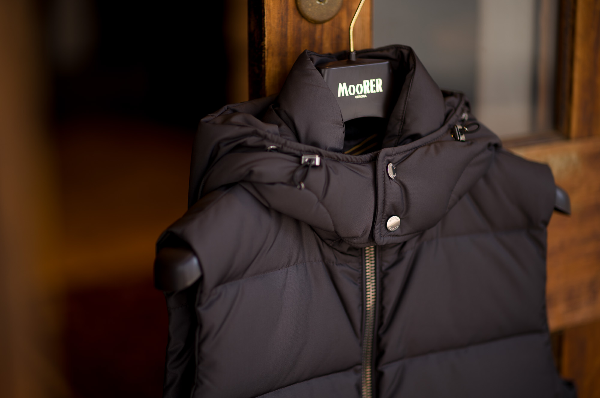 MOORER (ムーレー) FIRE-WK (フェイヤー) Nylon Down Vest ナイロン ダウンベスト ANTRACITE (チャコール) Made in italy (イタリア製) 2022 秋冬新作 【入荷しました】【フリー分発売開始】 愛知 名古屋 Alto e Diritto altoediritto　アルトエデリット ベスト ナイロンダウン 防寒