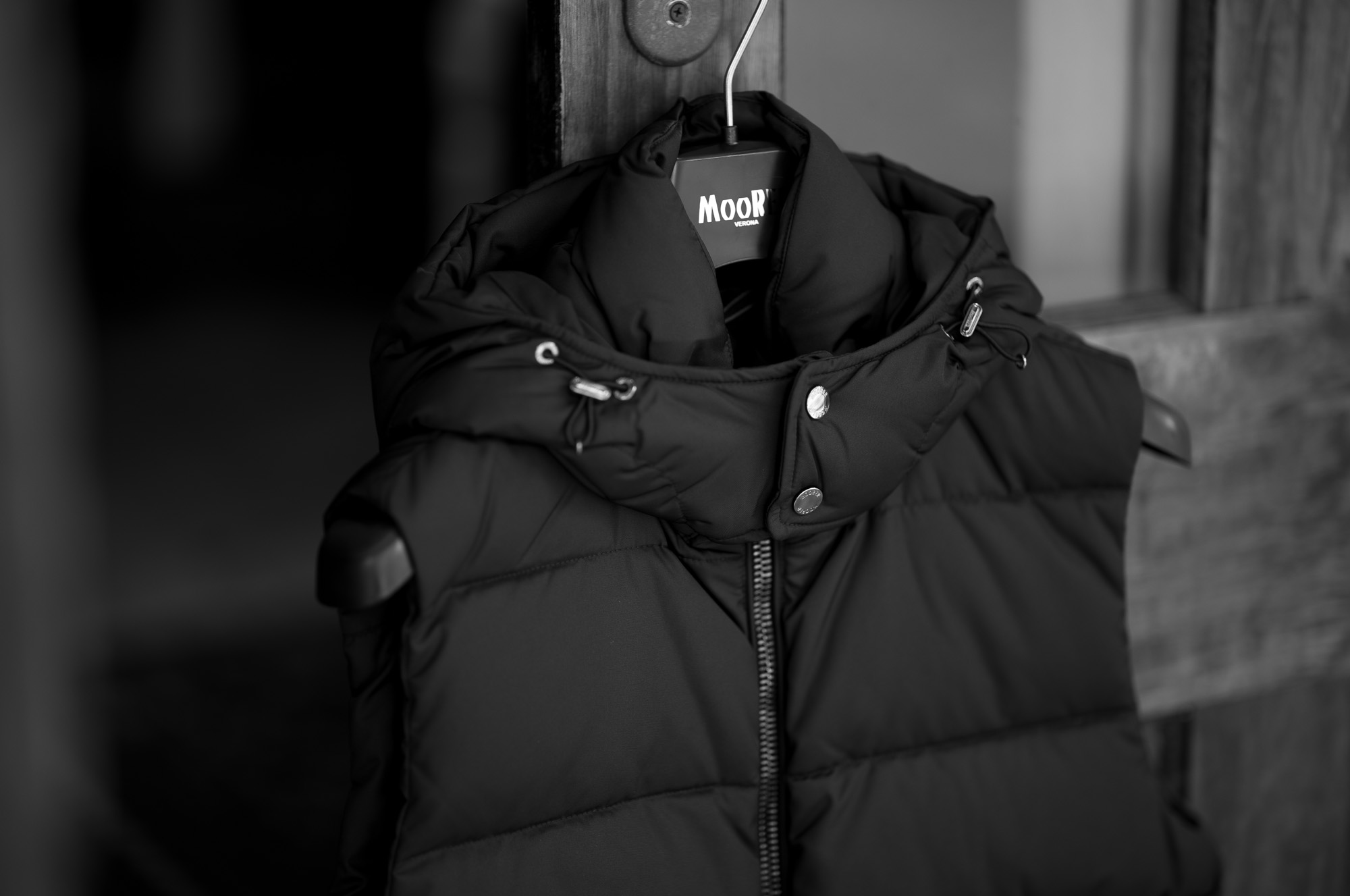 MOORER (ムーレー) FIRE-WK (フェイヤー) Nylon Down Vest ナイロン ダウンベスト AVORIO(ホワイト) Made in italy (イタリア製) 2022 秋冬MOORER (ムーレー) FIRE-WK (フェイヤー) Nylon Down Vest ナイロン ダウンベスト NERO (ブラｌック) Made in italy (イタリア製) 2022 秋冬altoediritto　アルトエデリット ベスト ナイロンダウン 防寒