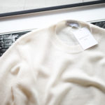 RENCONTRANT (レンコントラント) Cashmere Crew Neck Sweater (クルーネック セーター) Cashmere 100% ミドルゲージ カシミヤ ニット セーター GARDENIA (ホワイト) MADE IN JAPAN (日本製) 2022 秋冬新作 【入荷しました】【フリー分発売開始】のイメージ