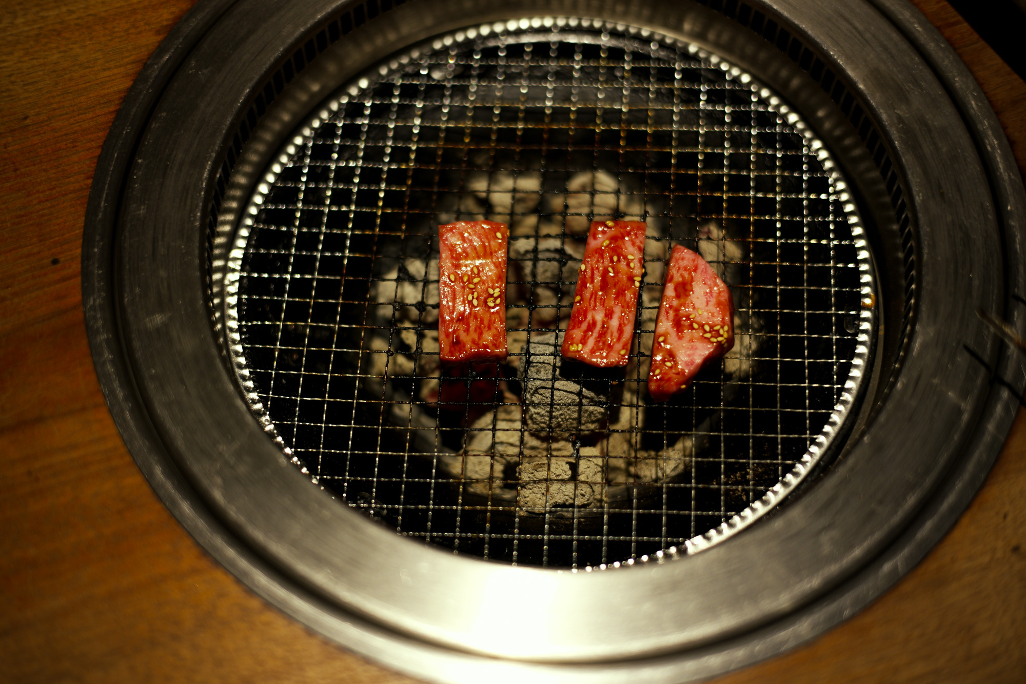 煖　だん 焼き肉 ヤキニク　2022811 MEI メイ イタリアン 国際センター 名古屋市西区那古野1-23-2 四間道糸重3 mei-nagoya.com shikemichi サンタキアラ Santa Chiara コース 18時一斉スタート きのこ キノコ 森内敬子　モーゼ十戒　「8.09(tue)」,「8.10(wed)」 お休みとなります Brian Setzer Stray Cats LONDON / HERBIE YAMAGUCHI 1981 【Alto e Diritto // exclusive】【SMALL 2/20】ブライアンセッツァー ストレイキャッツ ハービー山口　ISAMUKATAYAMA BACKLASH 片山勇 LEON レオン 雑誌 渡辺 編集 karaoke カラオケ BARONROUGE バロンルージュ 〒460-0008 愛知県名古屋市中区栄5丁目19番12 @nagoya_baronrouge 050-5872-9950 移転 renewal open 。大人がひっそりと訪れる酒と料理を嗜むお店 25年続くお店が少しだけ移転しリニューアルオープン。新築のビル2階に佇む大人のためのレストラン＆バー。大人の階段を上り重厚な扉を開けると1日の疲れをリセット。大人の日常にそっと手を差し伸べる程よい非日常空間。プロが作る美味い酒 と しっかり食べられる料理。酒だけでも 料理だけでも 会話だけでも お気軽に。初めてご来店の方も いつもの馴染みのお店にしてください。八乃助 ISAMUKATAYAMABACKLASH イサムカタヤマバックラッシュ 片山勇 バックラッシュ ATSUTA JINGU ///【LEICA M10-P ASC 100 Edition + SUMMILUX-M F1.4/50mm ASPH】2022年5月11日 火曜 熱田神宮 Wolfgang's Steakhouse Signature Aoyama WOLFGANS'S STEAKHOUSE ウルフギャング ステーキハウス Tボーンステーキ  東京都 港区 北青山 2-5-8　青山OM-SQUARE1F 03-5843-0822 100席 (ダイニング58席、個室A：10席、個室B：8席、バー＆ウイスキーラウンジ24席) THE RITZ-CARLTON TOKYO "CLUB LEVEL" // 2022.5.06-5.08 ザ・リッツ・カールトン クラブ®レベル ザ・リッツ・カールトンの最高峰のおもてなしを、最上級の空間と設備でご体験いただける「ザ・リッツ・カールトン クラブレベル」。そのおもてなしの中心となるクラブラウンジは、レジデンスをテーマにしたラウンジの概念を超えた空間です。 レセプション、ガーデンテラス、ダイニングルーム、ライブラリーラウンジの4つの エリアに分かれた「クラブラウンジ」では、時間帯によって多彩な趣きでお客様をお迎えいたしております。お客様のクラブレベルのステイをより快適なものにするクラブコンシェルジュは、お客様一人ひとりをお名前でお呼びし、それぞれのお好みに合わせたパーソナルなサービスをお届けいたします。お誕生日や記念日、プロポーズなど特別な日のご滞在には、ご要望に合わせて心に残るひとときを演出するプランをご提案します。 ザ・ロビーラウンジ ラウンジ ホテルの45階、お客様をお迎えするメインロビーに位置する「ザ・ロビーラウンジ」は、お待ち合わせや語らいの時間を特別なものにします。毎週金～日曜日の15時～16時20分の間、「ハープ＆アフタヌーンティー」を提供しております。確かな技術を有するハープ奏者が奏でる美しい音色を聴きながらペストリーシェフによるアフタヌーンティーをお召し上がり頂けます。夕暮れへと移ろいゆく美しい東京の景色と共に、ゆったりとした午後のひとときをお楽しみ下さい45階の開放的な空間で楽しむ伝統的なアフタヌーンティー ザ・リッツ・カールトン東京の45階、お客様をお迎えするメインロビーに位置する「ザ・ロビーラウンジ」は、お待ち合わせや語らいの時間を特別なものにします。 心地よいピアノの生演奏が流れるラグジュアリーな空間で、モダンなアフタヌーンティーセットや厳選された世界各地の茶葉によるティーセレクションと共に、優雅なひと時をお楽しみ下さい。東京の中心に位置する六本木というロケーションに相応しい、西洋と東洋のモダンな融合を表現したインテリアには、オリエンタルな紫、赤、モノトーンを基調とした配色や、和をモチーフとしたファブリックなどを用い、全体として和洋の調和を感じさせる空間となっており、時間の移ろいに合わせた生演奏が彩りを添えます。ISAIA Napoli TOKYO MIDTOWN イザイア ナポリ 東京ミッドタウン スーツ、ジャケット、シャツ、パンツ、シューズ、ネクタイ、チーフ、カバン 愛知 名古屋 Alto e Diritto altoediritto アルトエデリット 20224月19日 ミシュラン ヴァガボンド 2021年12月14日 LA VAGABONDE ラ・ヴァガボンド フレンチ フランス料理 鶴舞 ラヴァカボンド chef ryousuke iwamoto 岩本龍介 予約のとれないフレンチ 名店 美食家 放浪者 旅人 愛知県名古屋市中区千代田2丁目14-24 キャノンピア鶴舞 1F 愛知 名古屋 Alto e Diritto altoediritto アルトエデリット 超絶フレンチ ドレスコード ディナー 中華風家庭料理 ふーみん (表参道/中華料理)　〒107-0062 東京都港区南青山５丁目７−１７ 03-3498-4466　表参道・青山エリアの南青山の中華料理店、中華風家庭料理 ふーみんのオフィシャルページです　CHACOあまみや　千駄ヶ谷の有名なステーキ屋「CHACOあめみや」 炭焼きステーキ 〒151-0051 東京都渋谷区千駄ケ谷１丁目７−１２ 03-3402-6066 http://chacoamemiya.com/sp/ １９７９年（昭和５４年）に開店してから当時のままの姿の店内は重みを感じる。　（お客様からは「昭和の香りがする・・」と言われます）真っ白だった壁も年月を感じさせる趣がある。店内に入るとまず目に入るのが、大きな炭焼きの竈。営業当時からの肉の旨みを沢山吸い込んでいるかも・・・。１９７９年（昭和５４年）に開店してから当時のままの姿の店内は重みを感じる。　（お客様からは「昭和の香りがする・・」と言われます）真っ白だった壁も年月を感じさせる趣がある。店内に入るとまず目に入るのが、大きな炭焼きの竈。営業当時からの肉の旨みを沢山吸い込んでいるかも・・・。炭で焼かれたステーキのお皿は鉄板ではなく鋳物です。牛肉は融点が高いため冷めやすい鉄板ではすぐに肉が固くなってしまいます。チャコのお皿は長い時間温かいので柔らかい牛肉をゆっくりご賞味いただけます。ワイン片手に語らいながら心安らぐ美味しい時間をお過ごしください。LA BISBOCCIA　ラ・ビスボッチャ/LA BISBOCCIA (広尾/イタリアン) RISTORANTE LA BISBOCCIA 〒150-0013 東京都渋谷区恵比寿2-36-13 広尾MTRビル1F "イタリア政府公認レストラン"として選ばれた本格的イタリアン。スタッフもイタリア人が中心で、イタリアにいる気分になれそうな空間。 https://labisboccia.tokyo/ 愛知 名古屋 Vineria Cassini ヴィネリア カッシーニ 東別院 イタリアン 愛知県名古屋市中区伊勢山1-9-13 伊勢山ハイツ1F #1F Iseyamahaitsu, 1-9-13 Iseyama Naka-ku, Nagoya-shi, Aichi-ken 460-0026, Japan イタリアを旅するような気分で楽しむ郷土料理と様々なワイン "Vineria(ヴィネリア)とは、イタリア語でVino(ワイン)＋Osteria(食堂)を足した造語です。 イタリアの郷土料理とその土地で造られた様々なワインをイタリアを旅するような気分でお楽しみいただけます。 「イタリア現地の味」を目指した素材を生かすストレートかつ伝統的なイタリア料理をアラカルトもしくはコースでお楽しみください。 約200種類のイタリアワインの中から、ソムリエがベストなワインを選びます。お料理やお好みに合わせたグラスワインやワインコースもご用意しております。"2021年10月15日 煖 MEI メイ イタリアン 国際センター 名古屋市西区那古野1-23-2 四間道糸重3 mei-nagoya.com shikemichi サンタキアラ Santa Chiara コース 18時一斉スタート きのこ キノコ 森内敬子　モーゼ十戒　ナナツモリピノノワール 2016 pinot noir ドメーヌタカヒコ 曽我貴彦 北海道余市郡余市町登町1395  ワイン名古屋市東区徳川町　天然キノコ MEI 那古野 ネコ 猫　にゃんこ 愛知 名古屋 Alto e Diritto altoediritto アルトエデリット カウンター7席 えごま　味噌カツ ミソカツ みそかつ とんかつ 東別院 〒460-0021 愛知県名古屋市中区平和2丁目16-15 052-323-0963  鶴舞線のガード下にあるトンカツの美味しいお店 みそかつ えごま　和食 美奈登 ミナト 老舗焼肉店 神宮前/焼肉 レトロ モクモク 味噌ダレ とんちゃん 熱田 ホルモン ヤキニク とんねるず ペレ きたなシュラン 懐かし 名鉄堀田駅から徒歩20分 瑞穂区 〒467-0879 愛知県名古屋市瑞穂区平郷町2-6-2 LA VAGABONDE ラ・ヴァガボンド フレンチ フランス料理 鶴舞 ラヴァカボンド chef ryousuke iwamoto 岩本龍介 予約のとれないフレンチ 名店 美食家 放浪者 旅人 愛知県名古屋市中区千代田2丁目14-24 キャノンピア鶴舞 1F 愛知 名古屋 Alto e Diritto altoediritto アルトエデリット 超絶フレンチ ドレスコード ディナー STEAK HOUSE Beef Okuma ステーキハウス ビーフオークマ 名古屋店 霜降り黒毛和牛 サーロイン フィレ シャトーブリアン 仙台牛 宮城牛 近江牛 150g 200g ハンバーグ 松坂屋 名古屋店 愛知　名古屋 Alto e Diritto altoediritto  GW休暇 Alto e Diritto アルトエデリット altoediritto 愛知 名古屋 ゴールデンウィーク 休暇 炭火焼肉 煖  だん ダン 愛知 名古屋 焼き肉  名駅店 瑞穂本店 Alto e Diritto altoediritto アルトエデリット 夢 希望 Dream FREEMASONRY フリーメーソン AUDEMARS PIGUET オーデマピゲ SEX PISTOLS セックスピストルズ JOY DIVISION ジョイディヴィジョン DAVID BOWIE デヴィットボーウィ THE VELVET UNDERGROUND ザベルベットアンダーグラウンド THE ROLLING STONES ザローリングストーンズ QUEEN クイーン LED ZEPPELIN レッドツェッペリン Alto e Diritto アルトエデリット 愛知 名古屋 Italy MOORER ムーレー / BELVEST ベルベスト / ISAIA イザイア / LUCA GRASSIA ルカグラシア / Alfredo Rifugio アルフレードリフージオ / LARDINI ラルディーニ / De Petrillo デ・ペトリロ / TAGLIATORE タリアトーレ / Sealup シーラップ / EMMETI エンメティ / CINQUANTA チンクアンタ / SILENCE サイレンス / MOLEC モレック / Finamore フィナモレ / ORIAN オリアン / AVINO Laboratorio Napoletano アヴィーノ / INCOTEX インコテックス / INCOTEX SLACKS インコテックススラックス / PT TORINO ピーティートリノ / BERWICH ベルウィッチ / VIGANO ヴィガーノ / RICHARD J.BROWN リチャードJブラウン / FEDELI フェデーリ / MANRICO CASHMERE マンリコカシミヤ / ZANONE ザノーネ / Cruciani クルチアーニ / GRAN SASSO グランサッソ / Settefili Cashmere セッテフィーリカシミア / Girelli Bruni ジレリブルーニ / ENZO BONAFE エンツォボナフェ / FERRANTE フェランテ / GHOUD ゴード / ACATE アカーテ / Cisei シセイ / STEFANO RICCI ステファノリッチ / ALPO アル France Georges de Patricia ジョルジュドパトリシア / SAINT LAURENTサンローラン / CELINE セリーヌ / AUBERCY オーベルシー / lucien pellat-finet ルシアンペラフィネ / NATIONAL STANDARD ナショナルスタンダー U.S.A. South Paradiso Leather サウスパラディソ / JACQUESMARIEMAGE ジャックマリーマージュ / MARC MARMEL マークマーメル / WHITE'S BOOTS ホワイツブーツ / JUTTA NEUMANN ユッタニューマン England GRENFELL グレンフェル / J&M DAVIDSON ジェイアンドエムディヴィッドソン / JAMES GROSE ジェームスグロース / JOHN SMEDLEY ジョンスメドレー / Johnstons ジョンストンズ Other FIXER フィクサー / cuervo bopoha クエルボ ヴァローナ / BACKLASH The Line バックラッシュ ザライン / RIVORA リヴォラ / C.QP / Order Suit オーダースーツ 愛知 名古屋 Alto e Diritto altoediritto アルトエデリッライカM10 アポズミクロン 2021 October.27 21年目スタート 21年目からは楽しくゆっくりすごしてゆけたらなと思ってます ジョーストラマー 「10.26(tue)」,「10.27(wed)」 お休みとなります Thames LONDON / HERBIE YAMAGUCHI 1983 テムズ川 ロンドン ハービー山口 1983年 イギリス England イングランド 写真家 写真 Not Banksy ノットバンクシー BANKSY バンクシー 我々の敵はあなたの敵じゃない   共に生きよう LEICA // APO-SUMMICRON-M f2/35mm ASPH. ライカ アポ・ズミクロンM f2/35mm ASPH. 愛知 名古屋 Alto e Diritto altoediritto アルトエデリット 世界最高峰のレンズと称賛され続けているライカMレンズにおいて、アポ・ズミクロンM f2/35mm ASPH.もそのMレンズの名にふさわしい優れた性能を誇ります。さらに、アポ・ズミクロンMシリーズのレンズとしてはもちろんのこと、これまでにない新しいタイプのMレンズとして目をひく存在でもあります。その特長は、Mレンズの中で最短で唯一ともいえる最短撮影距離と、きわめてシャープな描写力、美しいボケ味、そして開放F値F2という明るさにあります。ドイツならではの高度な製造技術が生み出したこのレンズを活用すれば、M型カメラはもとより、「ライカSL2」や「ライカSL2-S」でも、優れた描写力を活用してあらゆるシーンでの撮影が楽しめます。 光学系の設計に全撮影距離で高画質が得られるフローティングシステムを採用しているため、近距離撮影でも高い描写力を発揮しながら、Mレンズでは唯一となるわずか30cmという最短撮影距離を実現しています。フォーカスリングの回転角は300°ときわめて大きく、最短撮影距離が短くなっているにも関わらず緻密なピント合わせが可能です。開放値はF2.0という明るさで、クリエイティブな作品づくりも多彩に楽しめます。その時々の貴重な瞬間を、ライカらしい高品位な写真として記録することができます。イギリスの写真家ヒュー・ジョン氏は、ポートレート撮影でもアポ・ズミクロンM f2/35mm ASPH.が威力を発揮することを実感しました。「被写界深度がこれほど浅くなるとは驚きました。まつげの部分が驚くほどシャープに描写され、そこから徐々にボケていく。これは元のサイズのまま一部をトリミングしたものですが、85mm、いや、105mmのレンズで撮影したかのような仕上がりです！」「アポ・ズミクロンM f2/35mm ASPH.は、美しいボケ味でポートレート写真に新たな可能性をもたらすレンズですね。それに接写もこなせるので、まさにオールラウンドな1本だと言えます。色の再現性も絶妙で、シャープな解像感も素晴らしい。これさえあれば他のレンズはいらないと言ってもいいかもしれません！」2021年8月18日 Leica Nagoya ライカ松坂屋名古屋店 ライカ名古屋 460-8430 愛知県中区栄3-16-1 松坂屋名古屋店 北館3Ｆ 052-264-2840 入鹿池　いるかいけ 名古屋近郊のボート釣りのメッカ 愛知県犬山市の入鹿、飛騨木曽川国定公園内にある人工の農業用ため池 わかさぎ釣り・ブラックバス釣りなら入鹿池にある見晴茶屋へ https://inuyama.gr.jp/miharashi.html 犬山観光情報  ワカサギやブラックバス釣りのメッカとして知られる入鹿池 ブラックバス釣果 犬山名物 でんがく 五平餅 見晴茶屋 愛知県犬山市堤下60 蓬ぜん 犬山 犬山口 愛知 名古屋名物 ひつまぶし http://houzen.s-d.jp/index.html 犬山城 ミシュランガイド愛知2019 あつた蓬莱軒 22年間修行 店主 うなぎ ウナギ 鰻 愛知県犬山市上坂町4-168 0568-39-5077 犬山市観光協会 ミシュラン 博多串焼き 八乃助  焼き鳥 焼鳥 愛知 名古屋 とみやBLOG 富屋酒店 とみやBLOG ライカ LEICA LEICA M10-p ASC100 EDITION ライカM10-P ズミルックス 2021年7月27日 煖 MEI メイ イタリアン 国際センター 名古屋市西区那古野1-23-2 四間道糸重3 mei-nagoya.com shikemichi サンタキアラ Santa Chiara コース 18時一斉スタート きのこ キノコ 森内敬子　モーゼ十戒　ナナツモリピノノワール 2016 pinot noir ドメーヌタカヒコ 曽我貴彦 北海道余市郡余市町登町1395  ワイン名古屋市東区徳川町　天然キノコ MEI 那古野 ネコ 猫　にゃんこ 愛知 名古屋 Alto e Diritto altoediritto アルトエデリット カウンター7席 えごま　味噌カツ ミソカツ みそかつ とんかつ 東別院 〒460-0021 愛知県名古屋市中区平和2丁目16-15 052-323-0963  鶴舞線のガード下にあるトンカツの美味しいお店 みそかつ えごま　和食 美奈登 ミナト 老舗焼肉店 神宮前/焼肉 レトロ モクモク 味噌ダレ とんちゃん 熱田 ホルモン ヤキニク とんねるず ペレ きたなシュラン 懐かし 名鉄堀田駅から徒歩20分 瑞穂区 〒467-0879 愛知県名古屋市瑞穂区平郷町2-6-2 LA VAGABONDE ラ・ヴァガボンド フレンチ フランス料理 鶴舞 ラヴァカボンド chef ryousuke iwamoto 岩本龍介 予約のとれないフレンチ 名店 美食家 放浪者 旅人 愛知県名古屋市中区千代田2丁目14-24 キャノンピア鶴舞 1F 愛知 名古屋 Alto e Diritto altoediritto アルトエデリット 超絶フレンチ ドレスコード ディナー STEAK HOUSE Beef Okuma ステーキハウス ビーフオークマ 名古屋店 霜降り黒毛和牛 サーロイン フィレ シャトーブリアン 仙台牛 宮城牛 近江牛 150g 200g ハンバーグ 松坂屋 名古屋店 愛知　名古屋 Alto e Diritto altoediritto  GW休暇 Alto e Diritto アルトエデリット altoediritto 愛知 名古屋 ゴールデンウィーク 休暇 炭火焼肉 煖  だん ダン 愛知 名古屋 焼き肉  名駅店 瑞穂本店 Alto e Diritto altoediritto アルトエデリット 夢 希望 Dream FREEMASONRY フリーメーソン AUDEMARS PIGUET オーデマピゲ SEX PISTOLS セックスピストルズ JOY DIVISION ジョイディヴィジョン DAVID BOWIE デヴィットボーウィ THE VELVET UNDERGROUND ザベルベットアンダーグラウンド THE ROLLING STONES ザローリングストーンズ QUEEN クイーン LED ZEPPELIN レッドツェッペリン Alto e Diritto アルトエデリット 愛知 名古屋 Italy MOORER ムーレー / BELVEST ベルベスト / ISAIA イザイア / LUCA GRASSIA ルカグラシア / Alfredo Rifugio アルフレードリフージオ / LARDINI ラルディーニ / De Petrillo デ・ペトリロ / TAGLIATORE タリアトーレ / Sealup シーラップ / EMMETI エンメティ / CINQUANTA チンクアンタ / SILENCE サイレンス / MOLEC モレック / Finamore フィナモレ / ORIAN オリアン / AVINO Laboratorio Napoletano アヴィーノ / INCOTEX インコテックス / INCOTEX SLACKS インコテックススラックス / PT TORINO ピーティートリノ / BERWICH ベルウィッチ / VIGANO ヴィガーノ / RICHARD J.BROWN リチャードJブラウン / FEDELI フェデーリ / MANRICO CASHMERE マンリコカシミヤ / ZANONE ザノーネ / Cruciani クルチアーニ / GRAN SASSO グランサッソ / Settefili Cashmere セッテフィーリカシミア / Girelli Bruni ジレリブルーニ / ENZO BONAFE エンツォボナフェ / FERRANTE フェランテ / GHOUD ゴード / ACATE アカーテ / Cisei シセイ / STEFANO RICCI ステファノリッチ / ALPO アル France Georges de Patricia ジョルジュドパトリシア / SAINT LAURENTサンローラン / CELINE セリーヌ / AUBERCY オーベルシー / lucien pellat-finet ルシアンペラフィネ / NATIONAL STANDARD ナショナルスタンダー U.S.A. South Paradiso Leather サウスパラディソ / JACQUESMARIEMAGE ジャックマリーマージュ / MARC MARMEL マークマーメル / WHITE'S BOOTS ホワイツブーツ / JUTTA NEUMANN ユッタニューマン England GRENFELL グレンフェル / J&M DAVIDSON ジェイアンドエムディヴィッドソン / JAMES GROSE ジェームスグロース / JOHN SMEDLEY ジョンスメドレー / Johnstons ジョンストンズ Other FIXER フィクサー / cuervo bopoha クエルボ ヴァローナ / BACKLASH The Line バックラッシュ ザライン / RIVORA リヴォラ / C.QP / Order Suit オーダースーツ 愛知 名古屋 Alto e Diritto altoediritto アルトエデリット