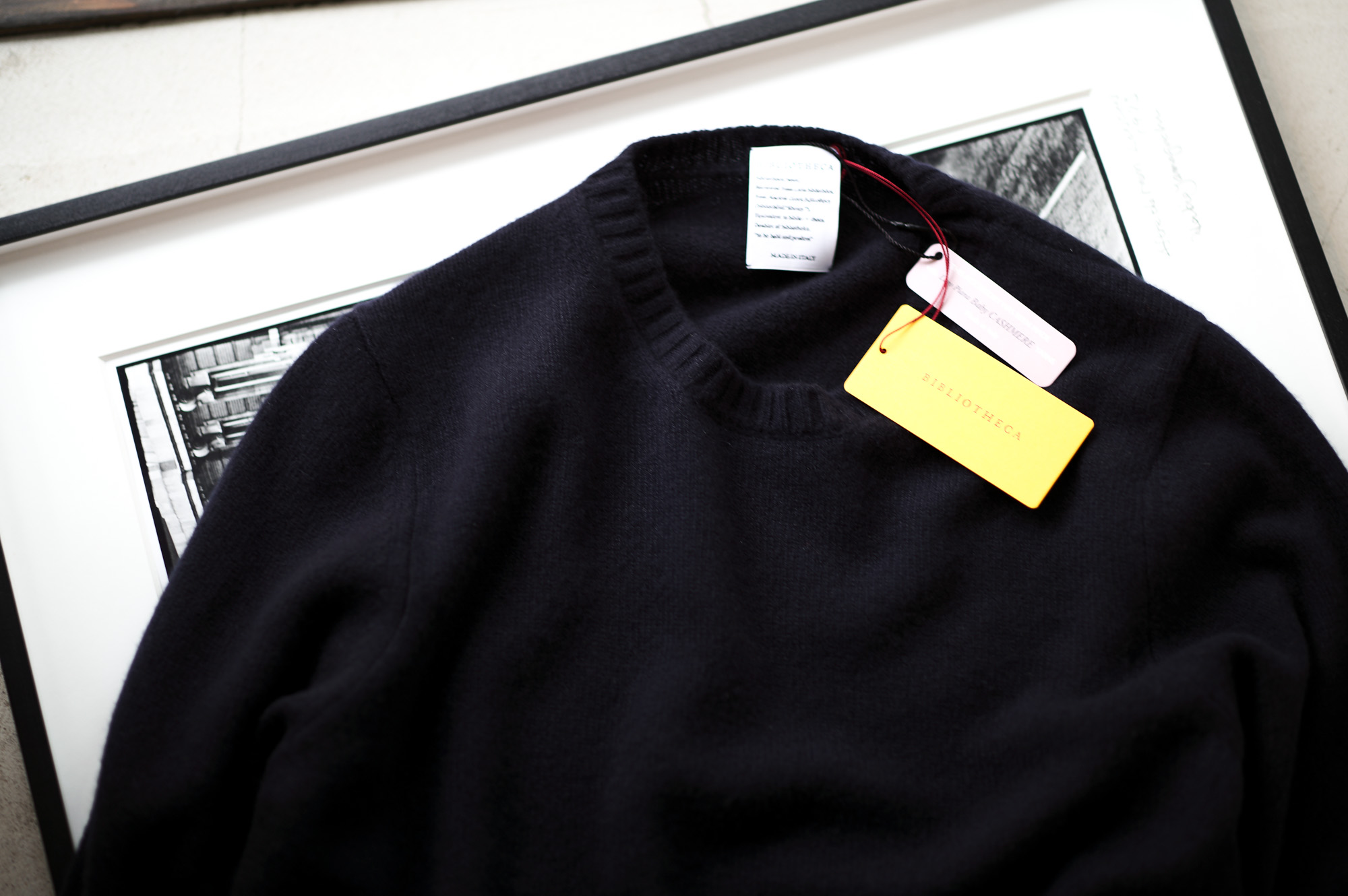 BIBLIOTHECA (ビブリオテカ) Baby Cashmere Crew Neck Sweater (ベビーカシミヤ クルーネック セーター) Loropiana (ロロピアーナ) Baby Cashmere 100% 7ゲージ ベビーカシミヤ ニット セーター NAVY (ネイビー・17) MADE IN ITALY (イタリア製) 2022秋冬新作 【入荷しました】【フリー分発売開始】愛知 名古屋 Alto e Diritto altoediritto アルトエデリット