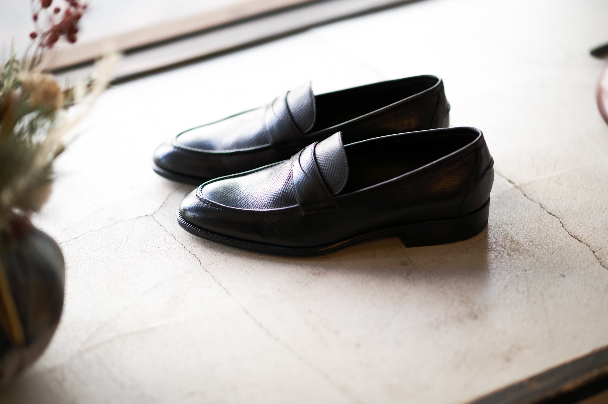 ENZO BONAFE(エンツォボナフェ) ART. EB-08 Coin Loafer コインローファー UTAH CALF LEATHER ユタカーフレザー ドレスシューズ ローファー NERO(ブラック) made in italy (イタリア製) 2022秋冬新作 エンツォボナフェ コインローファー ユタカーフレザー ブラック ローファー ドレスシューズ 愛知 名古屋 Alto e Diritto altoediritto アルトエデリット