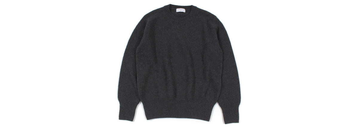 RENCONTRANT (レンコントラント) Cashmere Crew Neck Sweater (クルーネック セーター) Cashmere 100% ミドルゲージ カシミヤ ニット セーター CROW (チャコール) MADE IN JAPAN (日本製) 2022 秋冬新作のイメージ