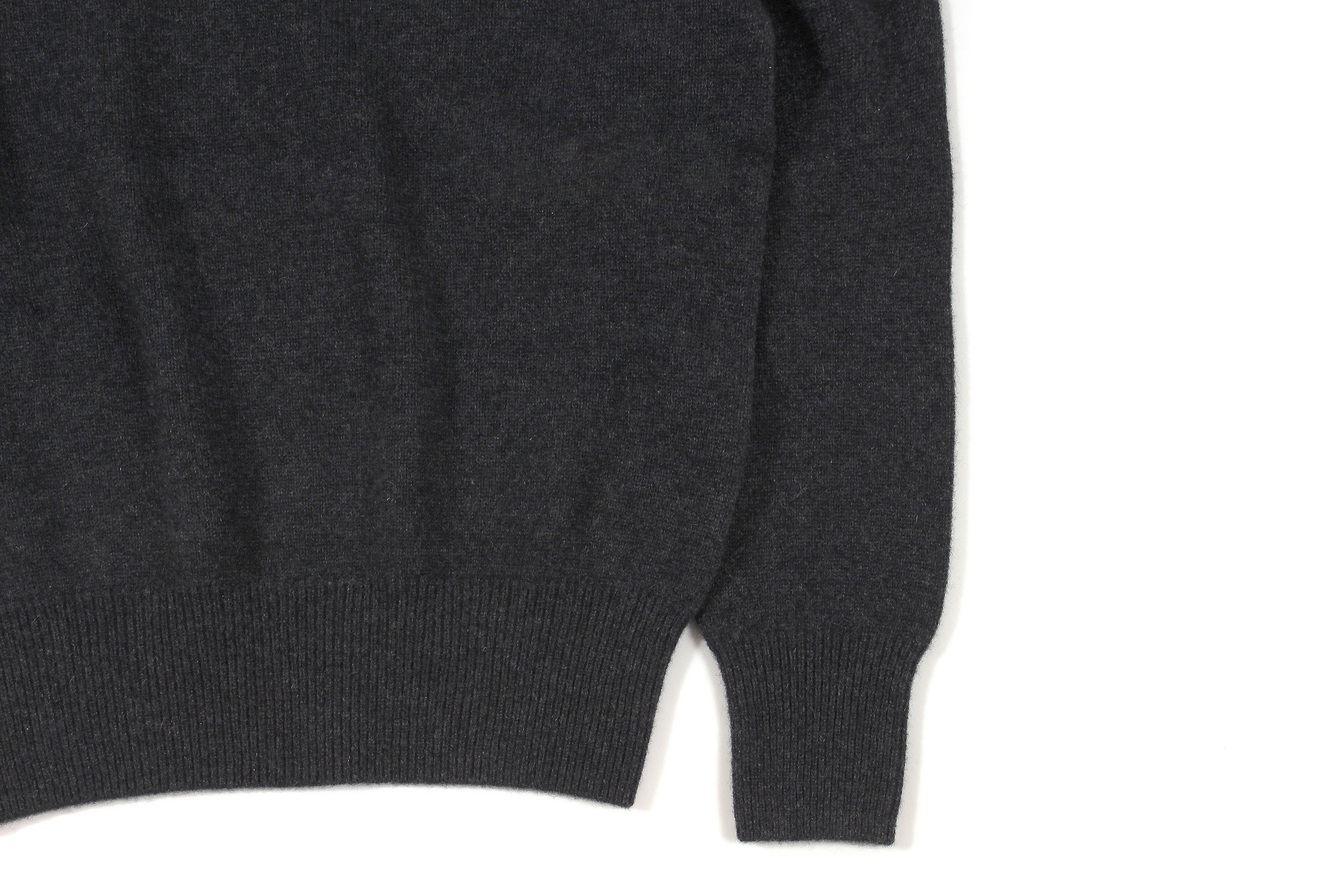 RENCONTRANT (レンコントラント) Cashmere Crew Neck Sweater (クルーネック セーター) Cashmere 100% ミドルゲージ カシミヤ ニット セーター CROW (チャコール) MADE IN JAPAN (日本製) 2022 秋冬新作 【入荷しました】【フリー分発売開始】愛知 名古屋 Alto e Diritto altoediritto アルトエデリット