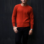 RENCONTRANT (レンコントラント) Cashmere Crew Neck Sweater (クルーネック セーター) Cashmere 100% ミドルゲージ カシミヤ ニット セーター RAGING BULL (オレンジ) MADE IN JAPAN (日本製) 2022 秋冬新作のイメージ