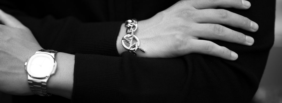 NOISE JEWEL (ノイズジュエル) Ref No1310 BRACELET 925 SILVER ブレスレット 愛知 名古屋 NOISE JEWEL // Ref No1710 RING , Ref No3210 RING NOISE JEWEL // Ref No1710 RING , No3211 RING , Ref No1820 BANGLE, ノイズジュエル NOISE JEWEL (ノイズジュエル) Ref No1710 RING 925 SILVER リング 愛知 名古屋 Alto e Diritto altoediritto アルトエデリット シルバーアクセサリー リング スターリングシルバー / Detail ニューヨークのジュエリーアーティスト集団「NOISE JEWEL」。925 SILVERを使用したスタッズリング。間隔をあけて配置されたスタッズがシンプルながらエッジ感のあるデザイン。重ねづけにもぴったりなこのリングは、単独で身に着けても、異なる幅のリングと組み合わせても、洗練された魅力を放ちます。MADE IN USA素材表示：925 SILVER ニューヨークのジュエリーアーティスト集団「NOISE JEWEL」。 925 SILVERを使用したピラミッドバンドリング。先端にエッジを効かしたシャープなデザイン。重ねづけにもぴったりなこのリングは、単独で身に着けても、異なる幅のリングと組み合わせても、洗練された魅力を放ちます。MADE IN USA 素材表示：925 SILVER NOISE JEWEL (ノイズジュエル) Ref No1820 BANGLE 925 SILVER バングル / Detailニューヨークのジュエリーアーティスト集団「NOISE JEWEL」。925 SILVERを使用したスタッズバングル。程よいボリュームのバングルに間隔をあけて配置されたスタッズがシンプルながらエッジ感のあるデザイン。6mm幅の重ねづけにもぴったりなこのバングルは、単独で身に着けても、異なる幅のバングルと組み合わせても、洗練された魅力を放ちます。MADE IN USA素材表示：925 SILVER