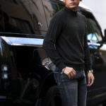 RIVORA (リヴォラ) SIDE CABLE Mock Neck Pull-Over (サイドケーブル モックネック プルオーバー) SUPER120s Wool サイドケーブル ウール モックネック セーター K GRAY (カーキグレー・020) MADE IN JAPAN (日本製) 2022秋冬新作のイメージ
