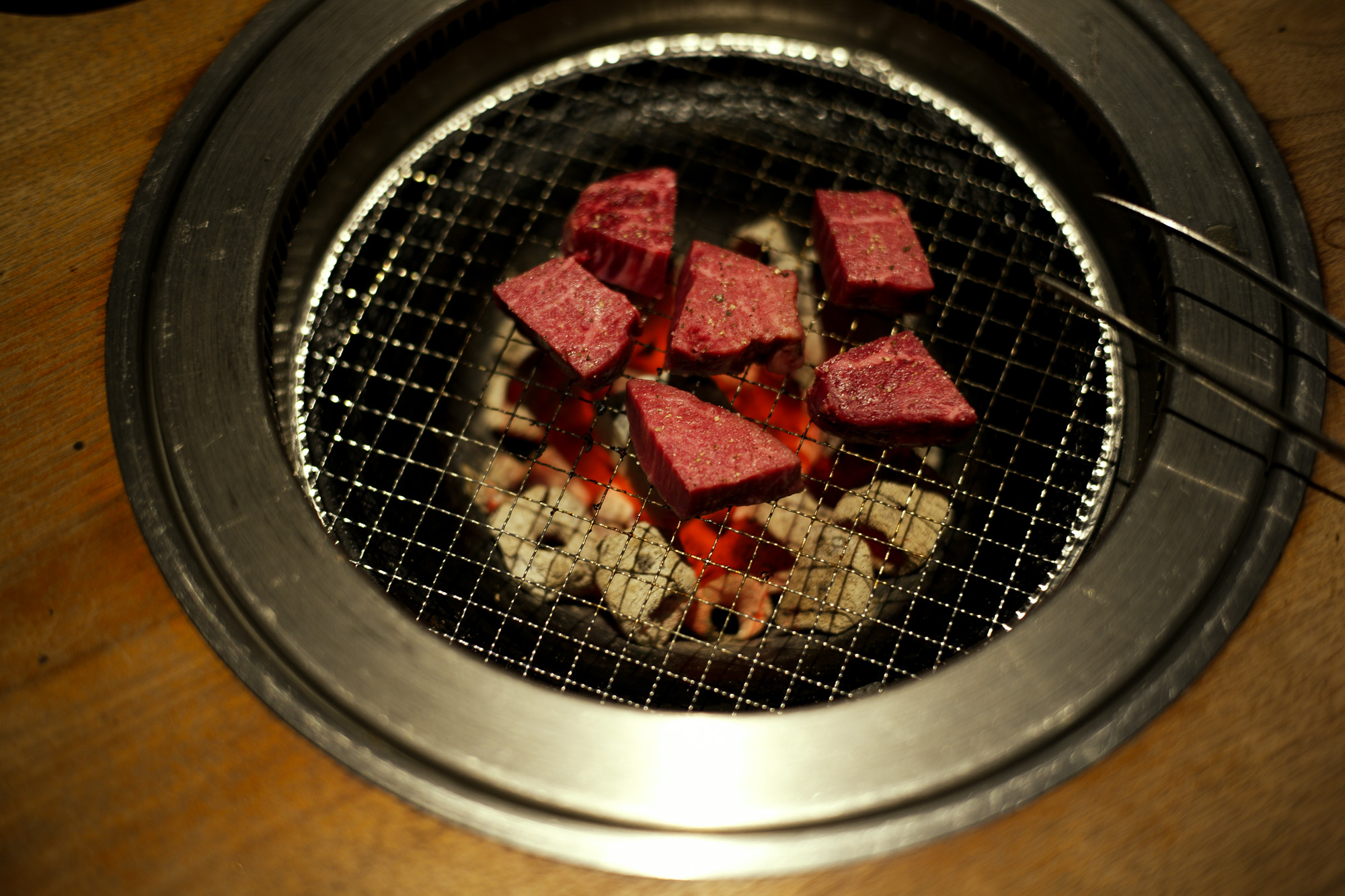 煖　だん 焼き肉 ヤキニク　2022811 MEI メイ イタリアン 国際センター 名古屋市西区那古野1-23-2 四間道糸重3 mei-nagoya.com shikemichi サンタキアラ Santa Chiara コース 18時一斉スタート きのこ キノコ 森内敬子　モーゼ十戒　「8.09(tue)」,「8.10(wed)」 お休みとなります Brian Setzer Stray Cats LONDON / HERBIE YAMAGUCHI 1981 【Alto e Diritto // exclusive】【SMALL 2/20】ブライアンセッツァー ストレイキャッツ ハービー山口　ISAMUKATAYAMA BACKLASH 片山勇 LEON レオン 雑誌 渡辺 編集 karaoke カラオケ BARONROUGE バロンルージュ 〒460-0008 愛知県名古屋市中区栄5丁目19番12 @nagoya_baronrouge 050-5872-9950 移転 renewal open 。大人がひっそりと訪れる酒と料理を嗜むお店 25年続くお店が少しだけ移転しリニューアルオープン。新築のビル2階に佇む大人のためのレストラン＆バー。大人の階段を上り重厚な扉を開けると1日の疲れをリセット。大人の日常にそっと手を差し伸べる程よい非日常空間。プロが作る美味い酒 と しっかり食べられる料理。酒だけでも 料理だけでも 会話だけでも お気軽に。初めてご来店の方も いつもの馴染みのお店にしてください。八乃助 ISAMUKATAYAMABACKLASH イサムカタヤマバックラッシュ 片山勇 バックラッシュ ATSUTA JINGU ///【LEICA M10-P ASC 100 Edition + SUMMILUX-M F1.4/50mm ASPH】2022年5月11日 火曜 熱田神宮 Wolfgang's Steakhouse Signature Aoyama WOLFGANS'S STEAKHOUSE ウルフギャング ステーキハウス Tボーンステーキ  東京都 港区 北青山 2-5-8　青山OM-SQUARE1F 03-5843-0822 100席 (ダイニング58席、個室A：10席、個室B：8席、バー＆ウイスキーラウンジ24席) THE RITZ-CARLTON TOKYO "CLUB LEVEL" // 2022.5.06-5.08 ザ・リッツ・カールトン クラブ®レベル ザ・リッツ・カールトンの最高峰のおもてなしを、最上級の空間と設備でご体験いただける「ザ・リッツ・カールトン クラブレベル」。そのおもてなしの中心となるクラブラウンジは、レジデンスをテーマにしたラウンジの概念を超えた空間です。 レセプション、ガーデンテラス、ダイニングルーム、ライブラリーラウンジの4つの エリアに分かれた「クラブラウンジ」では、時間帯によって多彩な趣きでお客様をお迎えいたしております。お客様のクラブレベルのステイをより快適なものにするクラブコンシェルジュは、お客様一人ひとりをお名前でお呼びし、それぞれのお好みに合わせたパーソナルなサービスをお届けいたします。お誕生日や記念日、プロポーズなど特別な日のご滞在には、ご要望に合わせて心に残るひとときを演出するプランをご提案します。 ザ・ロビーラウンジ ラウンジ ホテルの45階、お客様をお迎えするメインロビーに位置する「ザ・ロビーラウンジ」は、お待ち合わせや語らいの時間を特別なものにします。毎週金～日曜日の15時～16時20分の間、「ハープ＆アフタヌーンティー」を提供しております。確かな技術を有するハープ奏者が奏でる美しい音色を聴きながらペストリーシェフによるアフタヌーンティーをお召し上がり頂けます。夕暮れへと移ろいゆく美しい東京の景色と共に、ゆったりとした午後のひとときをお楽しみ下さい45階の開放的な空間で楽しむ伝統的なアフタヌーンティー ザ・リッツ・カールトン東京の45階、お客様をお迎えするメインロビーに位置する「ザ・ロビーラウンジ」は、お待ち合わせや語らいの時間を特別なものにします。 心地よいピアノの生演奏が流れるラグジュアリーな空間で、モダンなアフタヌーンティーセットや厳選された世界各地の茶葉によるティーセレクションと共に、優雅なひと時をお楽しみ下さい。東京の中心に位置する六本木というロケーションに相応しい、西洋と東洋のモダンな融合を表現したインテリアには、オリエンタルな紫、赤、モノトーンを基調とした配色や、和をモチーフとしたファブリックなどを用い、全体として和洋の調和を感じさせる空間となっており、時間の移ろいに合わせた生演奏が彩りを添えます。ISAIA Napoli TOKYO MIDTOWN イザイア ナポリ 東京ミッドタウン スーツ、ジャケット、シャツ、パンツ、シューズ、ネクタイ、チーフ、カバン 愛知 名古屋 Alto e Diritto altoediritto アルトエデリット 20224月19日 ミシュラン ヴァガボンド 2021年12月14日 LA VAGABONDE ラ・ヴァガボンド フレンチ フランス料理 鶴舞 ラヴァカボンド chef ryousuke iwamoto 岩本龍介 予約のとれないフレンチ 名店 美食家 放浪者 旅人 愛知県名古屋市中区千代田2丁目14-24 キャノンピア鶴舞 1F 愛知 名古屋 Alto e Diritto altoediritto アルトエデリット 超絶フレンチ ドレスコード ディナー 中華風家庭料理 ふーみん (表参道/中華料理)　〒107-0062 東京都港区南青山５丁目７−１７ 03-3498-4466　表参道・青山エリアの南青山の中華料理店、中華風家庭料理 ふーみんのオフィシャルページです　CHACOあまみや　千駄ヶ谷の有名なステーキ屋「CHACOあめみや」 炭焼きステーキ 〒151-0051 東京都渋谷区千駄ケ谷１丁目７−１２ 03-3402-6066 http://chacoamemiya.com/sp/ １９７９年（昭和５４年）に開店してから当時のままの姿の店内は重みを感じる。　（お客様からは「昭和の香りがする・・」と言われます）真っ白だった壁も年月を感じさせる趣がある。店内に入るとまず目に入るのが、大きな炭焼きの竈。営業当時からの肉の旨みを沢山吸い込んでいるかも・・・。１９７９年（昭和５４年）に開店してから当時のままの姿の店内は重みを感じる。　（お客様からは「昭和の香りがする・・」と言われます）真っ白だった壁も年月を感じさせる趣がある。店内に入るとまず目に入るのが、大きな炭焼きの竈。営業当時からの肉の旨みを沢山吸い込んでいるかも・・・。炭で焼かれたステーキのお皿は鉄板ではなく鋳物です。牛肉は融点が高いため冷めやすい鉄板ではすぐに肉が固くなってしまいます。チャコのお皿は長い時間温かいので柔らかい牛肉をゆっくりご賞味いただけます。ワイン片手に語らいながら心安らぐ美味しい時間をお過ごしください。LA BISBOCCIA　ラ・ビスボッチャ/LA BISBOCCIA (広尾/イタリアン) RISTORANTE LA BISBOCCIA 〒150-0013 東京都渋谷区恵比寿2-36-13 広尾MTRビル1F "イタリア政府公認レストラン"として選ばれた本格的イタリアン。スタッフもイタリア人が中心で、イタリアにいる気分になれそうな空間。 https://labisboccia.tokyo/ 愛知 名古屋 Vineria Cassini ヴィネリア カッシーニ 東別院 イタリアン 愛知県名古屋市中区伊勢山1-9-13 伊勢山ハイツ1F #1F Iseyamahaitsu, 1-9-13 Iseyama Naka-ku, Nagoya-shi, Aichi-ken 460-0026, Japan イタリアを旅するような気分で楽しむ郷土料理と様々なワイン "Vineria(ヴィネリア)とは、イタリア語でVino(ワイン)＋Osteria(食堂)を足した造語です。 イタリアの郷土料理とその土地で造られた様々なワインをイタリアを旅するような気分でお楽しみいただけます。 「イタリア現地の味」を目指した素材を生かすストレートかつ伝統的なイタリア料理をアラカルトもしくはコースでお楽しみください。 約200種類のイタリアワインの中から、ソムリエがベストなワインを選びます。お料理やお好みに合わせたグラスワインやワインコースもご用意しております。"2021年10月15日 煖 MEI メイ イタリアン 国際センター 名古屋市西区那古野1-23-2 四間道糸重3 mei-nagoya.com shikemichi サンタキアラ Santa Chiara コース 18時一斉スタート きのこ キノコ 森内敬子　モーゼ十戒　ナナツモリピノノワール 2016 pinot noir ドメーヌタカヒコ 曽我貴彦 北海道余市郡余市町登町1395  ワイン名古屋市東区徳川町　天然キノコ MEI 那古野 ネコ 猫　にゃんこ 愛知 名古屋 Alto e Diritto altoediritto アルトエデリット カウンター7席 えごま　味噌カツ ミソカツ みそかつ とんかつ 東別院 〒460-0021 愛知県名古屋市中区平和2丁目16-15 052-323-0963  鶴舞線のガード下にあるトンカツの美味しいお店 みそかつ えごま　和食 美奈登 ミナト 老舗焼肉店 神宮前/焼肉 レトロ モクモク 味噌ダレ とんちゃん 熱田 ホルモン ヤキニク とんねるず ペレ きたなシュラン 懐かし 名鉄堀田駅から徒歩20分 瑞穂区 〒467-0879 愛知県名古屋市瑞穂区平郷町2-6-2 LA VAGABONDE ラ・ヴァガボンド フレンチ フランス料理 鶴舞 ラヴァカボンド chef ryousuke iwamoto 岩本龍介 予約のとれないフレンチ 名店 美食家 放浪者 旅人 愛知県名古屋市中区千代田2丁目14-24 キャノンピア鶴舞 1F 愛知 名古屋 Alto e Diritto altoediritto アルトエデリット 超絶フレンチ ドレスコード ディナー STEAK HOUSE Beef Okuma ステーキハウス ビーフオークマ 名古屋店 霜降り黒毛和牛 サーロイン フィレ シャトーブリアン 仙台牛 宮城牛 近江牛 150g 200g ハンバーグ 松坂屋 名古屋店 愛知　名古屋 Alto e Diritto altoediritto  GW休暇 Alto e Diritto アルトエデリット altoediritto 愛知 名古屋 ゴールデンウィーク 休暇 炭火焼肉 煖  だん ダン 愛知 名古屋 焼き肉  名駅店 瑞穂本店 Alto e Diritto altoediritto アルトエデリット 夢 希望 Dream FREEMASONRY フリーメーソン AUDEMARS PIGUET オーデマピゲ SEX PISTOLS セックスピストルズ JOY DIVISION ジョイディヴィジョン DAVID BOWIE デヴィットボーウィ THE VELVET UNDERGROUND ザベルベットアンダーグラウンド THE ROLLING STONES ザローリングストーンズ QUEEN クイーン LED ZEPPELIN レッドツェッペリン Alto e Diritto アルトエデリット 愛知 名古屋 Italy MOORER ムーレー / BELVEST ベルベスト / ISAIA イザイア / LUCA GRASSIA ルカグラシア / Alfredo Rifugio アルフレードリフージオ / LARDINI ラルディーニ / De Petrillo デ・ペトリロ / TAGLIATORE タリアトーレ / Sealup シーラップ / EMMETI エンメティ / CINQUANTA チンクアンタ / SILENCE サイレンス / MOLEC モレック / Finamore フィナモレ / ORIAN オリアン / AVINO Laboratorio Napoletano アヴィーノ / INCOTEX インコテックス / INCOTEX SLACKS インコテックススラックス / PT TORINO ピーティートリノ / BERWICH ベルウィッチ / VIGANO ヴィガーノ / RICHARD J.BROWN リチャードJブラウン / FEDELI フェデーリ / MANRICO CASHMERE マンリコカシミヤ / ZANONE ザノーネ / Cruciani クルチアーニ / GRAN SASSO グランサッソ / Settefili Cashmere セッテフィーリカシミア / Girelli Bruni ジレリブルーニ / ENZO BONAFE エンツォボナフェ / FERRANTE フェランテ / GHOUD ゴード / ACATE アカーテ / Cisei シセイ / STEFANO RICCI ステファノリッチ / ALPO アル France Georges de Patricia ジョルジュドパトリシア / SAINT LAURENTサンローラン / CELINE セリーヌ / AUBERCY オーベルシー / lucien pellat-finet ルシアンペラフィネ / NATIONAL STANDARD ナショナルスタンダー U.S.A. South Paradiso Leather サウスパラディソ / JACQUESMARIEMAGE ジャックマリーマージュ / MARC MARMEL マークマーメル / WHITE'S BOOTS ホワイツブーツ / JUTTA NEUMANN ユッタニューマン England GRENFELL グレンフェル / J&M DAVIDSON ジェイアンドエムディヴィッドソン / JAMES GROSE ジェームスグロース / JOHN SMEDLEY ジョンスメドレー / Johnstons ジョンストンズ Other FIXER フィクサー / cuervo bopoha クエルボ ヴァローナ / BACKLASH The Line バックラッシュ ザライン / RIVORA リヴォラ / C.QP / Order Suit オーダースーツ 愛知 名古屋 Alto e Diritto altoediritto アルトエデリッライカM10 アポズミクロン 2021 October.27 21年目スタート 21年目からは楽しくゆっくりすごしてゆけたらなと思ってます ジョーストラマー 「10.26(tue)」,「10.27(wed)」 お休みとなります Thames LONDON / HERBIE YAMAGUCHI 1983 テムズ川 ロンドン ハービー山口 1983年 イギリス England イングランド 写真家 写真 Not Banksy ノットバンクシー BANKSY バンクシー 我々の敵はあなたの敵じゃない   共に生きよう LEICA // APO-SUMMICRON-M f2/35mm ASPH. ライカ アポ・ズミクロンM f2/35mm ASPH. 愛知 名古屋 Alto e Diritto altoediritto アルトエデリット 世界最高峰のレンズと称賛され続けているライカMレンズにおいて、アポ・ズミクロンM f2/35mm ASPH.もそのMレンズの名にふさわしい優れた性能を誇ります。さらに、アポ・ズミクロンMシリーズのレンズとしてはもちろんのこと、これまでにない新しいタイプのMレンズとして目をひく存在でもあります。その特長は、Mレンズの中で最短で唯一ともいえる最短撮影距離と、きわめてシャープな描写力、美しいボケ味、そして開放F値F2という明るさにあります。ドイツならではの高度な製造技術が生み出したこのレンズを活用すれば、M型カメラはもとより、「ライカSL2」や「ライカSL2-S」でも、優れた描写力を活用してあらゆるシーンでの撮影が楽しめます。 光学系の設計に全撮影距離で高画質が得られるフローティングシステムを採用しているため、近距離撮影でも高い描写力を発揮しながら、Mレンズでは唯一となるわずか30cmという最短撮影距離を実現しています。フォーカスリングの回転角は300°ときわめて大きく、最短撮影距離が短くなっているにも関わらず緻密なピント合わせが可能です。開放値はF2.0という明るさで、クリエイティブな作品づくりも多彩に楽しめます。その時々の貴重な瞬間を、ライカらしい高品位な写真として記録することができます。イギリスの写真家ヒュー・ジョン氏は、ポートレート撮影でもアポ・ズミクロンM f2/35mm ASPH.が威力を発揮することを実感しました。「被写界深度がこれほど浅くなるとは驚きました。まつげの部分が驚くほどシャープに描写され、そこから徐々にボケていく。これは元のサイズのまま一部をトリミングしたものですが、85mm、いや、105mmのレンズで撮影したかのような仕上がりです！」「アポ・ズミクロンM f2/35mm ASPH.は、美しいボケ味でポートレート写真に新たな可能性をもたらすレンズですね。それに接写もこなせるので、まさにオールラウンドな1本だと言えます。色の再現性も絶妙で、シャープな解像感も素晴らしい。これさえあれば他のレンズはいらないと言ってもいいかもしれません！」2021年8月18日 Leica Nagoya ライカ松坂屋名古屋店 ライカ名古屋 460-8430 愛知県中区栄3-16-1 松坂屋名古屋店 北館3Ｆ 052-264-2840 入鹿池　いるかいけ 名古屋近郊のボート釣りのメッカ 愛知県犬山市の入鹿、飛騨木曽川国定公園内にある人工の農業用ため池 わかさぎ釣り・ブラックバス釣りなら入鹿池にある見晴茶屋へ https://inuyama.gr.jp/miharashi.html 犬山観光情報  ワカサギやブラックバス釣りのメッカとして知られる入鹿池 ブラックバス釣果 犬山名物 でんがく 五平餅 見晴茶屋 愛知県犬山市堤下60 蓬ぜん 犬山 犬山口 愛知 名古屋名物 ひつまぶし http://houzen.s-d.jp/index.html 犬山城 ミシュランガイド愛知2019 あつた蓬莱軒 22年間修行 店主 うなぎ ウナギ 鰻 愛知県犬山市上坂町4-168 0568-39-5077 犬山市観光協会 ミシュラン 博多串焼き 八乃助  焼き鳥 焼鳥 愛知 名古屋 とみやBLOG 富屋酒店 とみやBLOG ライカ LEICA LEICA M10-p ASC100 EDITION ライカM10-P ズミルックス 2021年7月27日 煖 MEI メイ イタリアン 国際センター 名古屋市西区那古野1-23-2 四間道糸重3 mei-nagoya.com shikemichi サンタキアラ Santa Chiara コース 18時一斉スタート きのこ キノコ 森内敬子　モーゼ十戒　ナナツモリピノノワール 2016 pinot noir ドメーヌタカヒコ 曽我貴彦 北海道余市郡余市町登町1395  ワイン名古屋市東区徳川町　天然キノコ MEI 那古野 ネコ 猫　にゃんこ 愛知 名古屋 Alto e Diritto altoediritto アルトエデリット カウンター7席 えごま　味噌カツ ミソカツ みそかつ とんかつ 東別院 〒460-0021 愛知県名古屋市中区平和2丁目16-15 052-323-0963  鶴舞線のガード下にあるトンカツの美味しいお店 みそかつ えごま　和食 美奈登 ミナト 老舗焼肉店 神宮前/焼肉 レトロ モクモク 味噌ダレ とんちゃん 熱田 ホルモン ヤキニク とんねるず ペレ きたなシュラン 懐かし 名鉄堀田駅から徒歩20分 瑞穂区 〒467-0879 愛知県名古屋市瑞穂区平郷町2-6-2 LA VAGABONDE ラ・ヴァガボンド フレンチ フランス料理 鶴舞 ラヴァカボンド chef ryousuke iwamoto 岩本龍介 予約のとれないフレンチ 名店 美食家 放浪者 旅人 愛知県名古屋市中区千代田2丁目14-24 キャノンピア鶴舞 1F 愛知 名古屋 Alto e Diritto altoediritto アルトエデリット 超絶フレンチ ドレスコード ディナー STEAK HOUSE Beef Okuma ステーキハウス ビーフオークマ 名古屋店 霜降り黒毛和牛 サーロイン フィレ シャトーブリアン 仙台牛 宮城牛 近江牛 150g 200g ハンバーグ 松坂屋 名古屋店 愛知　名古屋 Alto e Diritto altoediritto  GW休暇 Alto e Diritto アルトエデリット altoediritto 愛知 名古屋 ゴールデンウィーク 休暇 炭火焼肉 煖  だん ダン 愛知 名古屋 焼き肉  名駅店 瑞穂本店 Alto e Diritto altoediritto アルトエデリット 夢 希望 Dream FREEMASONRY フリーメーソン AUDEMARS PIGUET オーデマピゲ SEX PISTOLS セックスピストルズ JOY DIVISION ジョイディヴィジョン DAVID BOWIE デヴィットボーウィ THE VELVET UNDERGROUND ザベルベットアンダーグラウンド THE ROLLING STONES ザローリングストーンズ QUEEN クイーン LED ZEPPELIN レッドツェッペリン Alto e Diritto アルトエデリット 愛知 名古屋 Italy MOORER ムーレー / BELVEST ベルベスト / ISAIA イザイア / LUCA GRASSIA ルカグラシア / Alfredo Rifugio アルフレードリフージオ / LARDINI ラルディーニ / De Petrillo デ・ペトリロ / TAGLIATORE タリアトーレ / Sealup シーラップ / EMMETI エンメティ / CINQUANTA チンクアンタ / SILENCE サイレンス / MOLEC モレック / Finamore フィナモレ / ORIAN オリアン / AVINO Laboratorio Napoletano アヴィーノ / INCOTEX インコテックス / INCOTEX SLACKS インコテックススラックス / PT TORINO ピーティートリノ / BERWICH ベルウィッチ / VIGANO ヴィガーノ / RICHARD J.BROWN リチャードJブラウン / FEDELI フェデーリ / MANRICO CASHMERE マンリコカシミヤ / ZANONE ザノーネ / Cruciani クルチアーニ / GRAN SASSO グランサッソ / Settefili Cashmere セッテフィーリカシミア / Girelli Bruni ジレリブルーニ / ENZO BONAFE エンツォボナフェ / FERRANTE フェランテ / GHOUD ゴード / ACATE アカーテ / Cisei シセイ / STEFANO RICCI ステファノリッチ / ALPO アル France Georges de Patricia ジョルジュドパトリシア / SAINT LAURENTサンローラン / CELINE セリーヌ / AUBERCY オーベルシー / lucien pellat-finet ルシアンペラフィネ / NATIONAL STANDARD ナショナルスタンダー U.S.A. South Paradiso Leather サウスパラディソ / JACQUESMARIEMAGE ジャックマリーマージュ / MARC MARMEL マークマーメル / WHITE'S BOOTS ホワイツブーツ / JUTTA NEUMANN ユッタニューマン England GRENFELL グレンフェル / J&M DAVIDSON ジェイアンドエムディヴィッドソン / JAMES GROSE ジェームスグロース / JOHN SMEDLEY ジョンスメドレー / Johnstons ジョンストンズ Other FIXER フィクサー / cuervo bopoha クエルボ ヴァローナ / BACKLASH The Line バックラッシュ ザライン / RIVORA リヴォラ / C.QP / Order Suit オーダースーツ 愛知 名古屋 Alto e Diritto altoediritto アルトエデリット