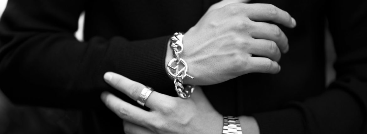 NOISE JEWEL (ノイズジュエル) Ref No1310 BRACELET 925 SILVER ブレスレット 愛知 名古屋 NOISE JEWEL // Ref No1710 RING , Ref No3210 RING NOISE JEWEL // Ref No1710 RING , No3211 RING , Ref No1820 BANGLE, ノイズジュエル NOISE JEWEL (ノイズジュエル) Ref No1710 RING 925 SILVER リング 愛知 名古屋 Alto e Diritto altoediritto アルトエデリット シルバーアクセサリー リング スターリングシルバー / Detail ニューヨークのジュエリーアーティスト集団「NOISE JEWEL」。925 SILVERを使用したスタッズリング。間隔をあけて配置されたスタッズがシンプルながらエッジ感のあるデザイン。重ねづけにもぴったりなこのリングは、単独で身に着けても、異なる幅のリングと組み合わせても、洗練された魅力を放ちます。MADE IN USA素材表示：925 SILVER ニューヨークのジュエリーアーティスト集団「NOISE JEWEL」。 925 SILVERを使用したピラミッドバンドリング。先端にエッジを効かしたシャープなデザイン。重ねづけにもぴったりなこのリングは、単独で身に着けても、異なる幅のリングと組み合わせても、洗練された魅力を放ちます。MADE IN USA 素材表示：925 SILVER NOISE JEWEL (ノイズジュエル) Ref No1820 BANGLE 925 SILVER バングル / Detailニューヨークのジュエリーアーティスト集団「NOISE JEWEL」。925 SILVERを使用したスタッズバングル。程よいボリュームのバングルに間隔をあけて配置されたスタッズがシンプルながらエッジ感のあるデザイン。6mm幅の重ねづけにもぴったりなこのバングルは、単独で身に着けても、異なる幅のバングルと組み合わせても、洗練された魅力を放ちます。MADE IN USA素材表示：925 SILVER