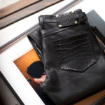 ISAMU KATAYAMA BACKLASH The Line “1737-01” ORICE × CROCODILE Leather Pants BLACK 2022のイメージ