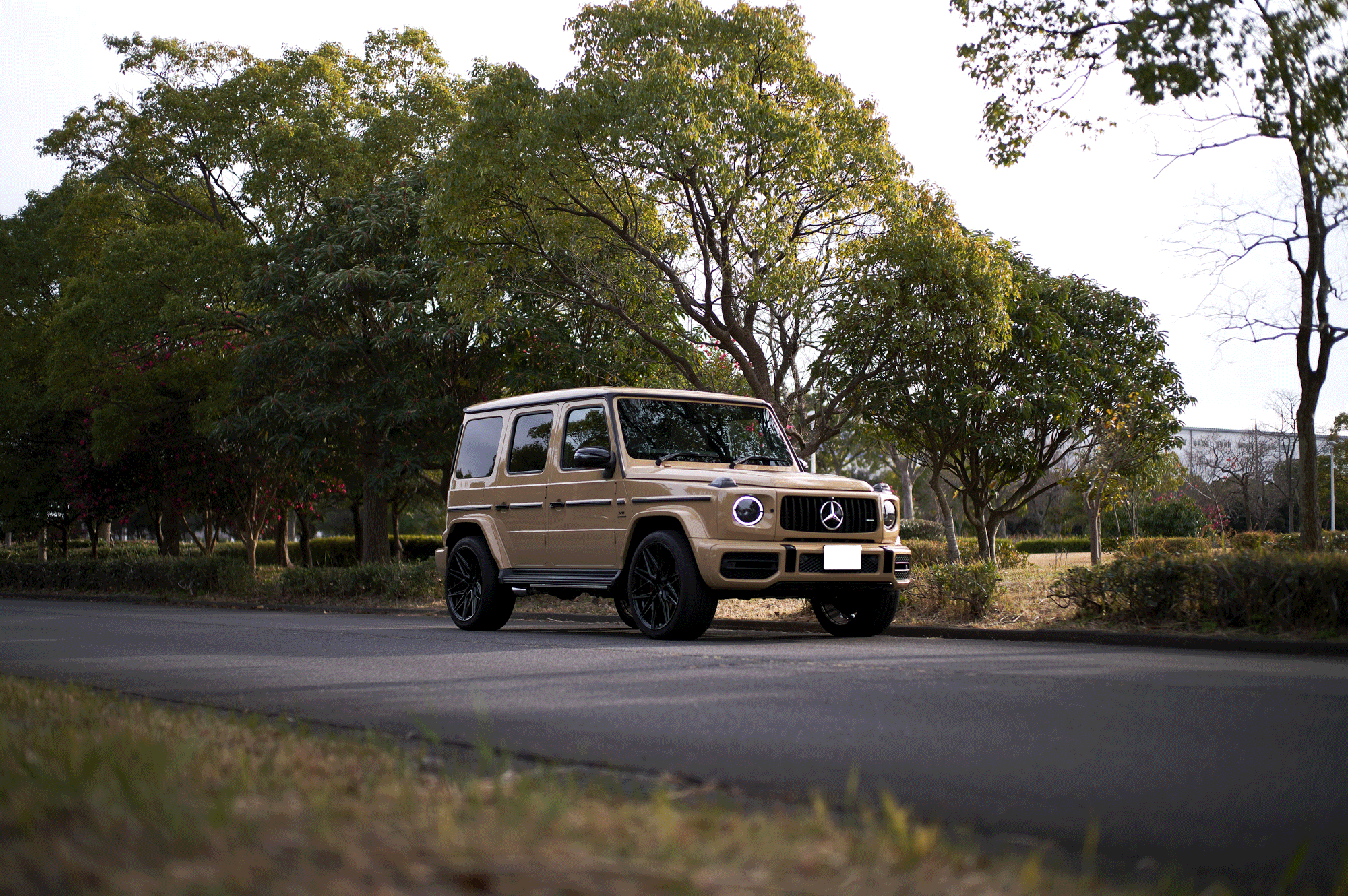 the country G63 AMG DESRT SAND デザートサンド west 西 夕焼け 夕方 夕暮れ 西向き 最高な時間 とんかつ マ・メゾン 名古屋市東区東桜２丁目17-11 とんかつ きなこ豚 ぶた トンカツ  世界の秘密 Vaundy 一升びん　https://www.isshobin.com/　「一升びん」店名の由来昭和37年の創業当時、松阪には飲食店も今ほどは無く、会食といえば家でご馳走を作って宴会というのが多かったそうです。円卓（ちゃぶ台）を大勢で囲んで、お酒の一升瓶を中心に置いて、わいわいと皆様に楽しんで食事をしていただける様な店にしたい！！そういう思いを込めて「一升びん」と名付けました。松阪牛「A5」といえば、言わずと知れた和牛の最高峰。一般的に、すき焼きやしゃぶしゃぶの最上級肉として供されるこのクラスは、焼肉用とされることはほぼありません。一升びんでは、その『松阪牛「A5」』を焼肉として提供！箸で掴んで近づけただけでも違いの分かる素晴らしい香りと、一口噛めば口中にほとばしる肉汁とともに、融けるような舌触りは、ちょっと他では味わえません！牛肉は（社）日本食肉格付協会によって格付が行われています。2つの等級があり、1つは歩留（ブド）まり等級、もう1つは肉質等級です。歩留まり等級はA･B･Cの3段階に分かれてAが最も良く、肉質等級は5・4・3・2・1の5段階に分かれ、5が最も良い等級となります。一升びん本店では格付けA5の松阪牛をご提供させて頂きます。牛肉は、脂の霜降り（サシ）がよく入っている部位が、ほんのり甘く、柔らかくて人気です。松阪牛がおいしいと評判なのは、肉やサシが独特の飼育法でまんべんなく体にまわっているから。食欲増進のためにビールを飲ませたり、血行をよくするためにマッサージをするなど、丹精こめて育てられ、とろけるほどの柔らかい上質の松阪肉ができるのです。一升びんの創業は、1962年（昭和37年）今の平生町店から始まりました。最高のお肉を更に美味しく召し上がっていただく秘密が秘伝の味噌ダレ！創業以来、脈々と伝わってきた門外不出の逸品です。その味わいは、こくのある自家製ダレでありながら、決して自己主張しすぎることはなく、あくまでも肉の味わいを最大限に引き立てる脇役に徹します。ぜひ、ご賞味下さい！松阪牛焼肉・ホルモン一升びん本店松阪牛すき焼・しゃぶしゃぶ一升びん本店"はなれ"松阪牛焼肉・ホルモン一升びん宮町店松坂牛焼肉・ホルモン一升びん平生町店松阪牛焼肉・ホルモン鍋一升びん塚本店松阪牛焼肉・ホルモン一升びん川井町店松阪牛焼肉・ホルモン一升びん久居インターガーデン店松阪牛焼肉一升びん名古屋ラシック店松阪牛焼肉・ホルモン一升びん鈴鹿店松阪牛焼肉一升びん伊勢松寿亭松阪牛焼肉・ホルモン一升びん四日市泊店松阪牛焼肉・すき焼・しゃぶしゃぶ・串焼き一升びん伊勢内宮店イオンモールNagoya Noritake Garden 1F回転焼肉　一升びん　名古屋則武新町店松阪牛一升びん名古屋名駅店 Chrome Hearts CHROME HEARTS クロムハーツ クロムハーツ名古屋 Chrome Hearts Nagoya ラシック 愛知 名古屋 https://www.chromehearts.com/ OFFEE CAKE "BONBON" ボンボン 洋菓子ボンボン BONBON https://cake-bonbon.com/ 名古屋の老舗洋菓子店「ボンボン」 喫茶ボンボン 1949年（昭和24年）創業。名古屋市東区の老舗洋菓子・純喫茶ボンボン。開店当時から「いいものをお値打ちで」という思いを込めて、素材にこだわったケーキをひとつひとつ丁寧に作り続けてまいります。当店でしか味わうことができない逸品の数々。昭和レトロ感漂う店内で是非ご堪能ください。  〒461-0001 愛知県名古屋市東区泉2-1-22 CHROME HEARTS "TAPE DISPENSER" クロムハーツ テープ　ディスペンサー 愛知 名古屋 Alto e Diritto altoediritto アルトエデリット セロハンテープ マネークリップ クロムハーツボールペン リチャードスターク CHROME HEARTS MONEY CLIP CH CROSS 925silver CHROME HEARTS “PEN 4COLOR FERNIE 925silver Wolfgang's Steakhouse Signature Aoyama WOLFGANS'S STEAKHOUSE ウルフギャング ステーキハウス Tボーンステーキ  東京都 港区 北青山 2-5-8　青山OM-SQUARE1F 03-5843-0822 100席 (ダイニング58席、個室A：10席、個室B：8席、バー＆ウイスキーラウンジ24席) BARONROUGE バロンルージュ 〒460-0008 愛知県名古屋市中区栄5丁目19番12 @nagoya_baronrouge 050-5872-9950 移転 renewal open 。大人がひっそりと訪れる酒と料理を嗜むお店 25年続くお店が少しだけ移転しリニューアルオープン。新築のビル2階に佇む大人のためのレストラン＆バー。大人の階段を上り重厚な扉を開けると1日の疲れをリセット。大人の日常にそっと手を差し伸べる程よい非日常空間。プロが作る美味い酒 と しっかり食べられる料理。酒だけでも 料理だけでも 会話だけでも お気軽に。初めてご来店の方も いつもの馴染みのお店にしてください。八乃助 ISAMUKATAYAMABACKLASH イサムカタヤマバックラッシュ 片山勇 バックラッシュ ATSUTA JINGU ///【LEICA M10-P ASC 100 Edition + SUMMILUX-M F1.4/50mm ASPH】2022年5月11日 火曜 熱田神宮 Wolfgang's Steakhouse Signature Aoyama WOLFGANS'S STEAKHOUSE ウルフギャング ステーキハウス Tボーンステーキ  東京都 港区 北青山 2-5-8　青山OM-SQUARE1F 03-5843-0822 100席 (ダイニング58席、個室A：10席、個室B：8席、バー＆ウイスキーラウンジ24席) THE RITZ-CARLTON TOKYO "CLUB LEVEL" // 2022.5.06-5.08 ザ・リッツ・カールトン クラブ®レベル ザ・リッツ・カールトンの最高峰のおもてなしを、最上級の空間と設備でご体験いただける「ザ・リッツ・カールトン クラブレベル」。そのおもてなしの中心となるクラブラウンジは、レジデンスをテーマにしたラウンジの概念を超えた空間です。 レセプション、ガーデンテラス、ダイニングルーム、ライブラリーラウンジの4つの エリアに分かれた「クラブラウンジ」では、時間帯によって多彩な趣きでお客様をお迎えいたしております。お客様のクラブレベルのステイをより快適なものにするクラブコンシェルジュは、お客様一人ひとりをお名前でお呼びし、それぞれのお好みに合わせたパーソナルなサービスをお届けいたします。お誕生日や記念日、プロポーズなど特別な日のご滞在には、ご要望に合わせて心に残るひとときを演出するプランをご提案します。 ザ・ロビーラウンジ ラウンジ ホテルの45階、お客様をお迎えするメインロビーに位置する「ザ・ロビーラウンジ」は、お待ち合わせや語らいの時間を特別なものにします。毎週金～日曜日の15時～16時20分の間、「ハープ＆アフタヌーンティー」を提供しております。確かな技術を有するハープ奏者が奏でる美しい音色を聴きながらペストリーシェフによるアフタヌーンティーをお召し上がり頂けます。夕暮れへと移ろいゆく美しい東京の景色と共に、ゆったりとした午後のひとときをお楽しみ下さい45階の開放的な空間で楽しむ伝統的なアフタヌーンティー ザ・リッツ・カールトン東京の45階、お客様をお迎えするメインロビーに位置する「ザ・ロビーラウンジ」は、お待ち合わせや語らいの時間を特別なものにします。 心地よいピアノの生演奏が流れるラグジュアリーな空間で、モダンなアフタヌーンティーセットや厳選された世界各地の茶葉によるティーセレクションと共に、優雅なひと時をお楽しみ下さい。東京の中心に位置する六本木というロケーションに相応しい、西洋と東洋のモダンな融合を表現したインテリアには、オリエンタルな紫、赤、モノトーンを基調とした配色や、和をモチーフとしたファブリックなどを用い、全体として和洋の調和を感じさせる空間となっており、時間の移ろいに合わせた生演奏が彩りを添えます。ISAIA Napoli TOKYO MIDTOWN イザイア ナポリ 東京ミッドタウン スーツ、ジャケット、シャツ、パンツ、シューズ、ネクタイ、チーフ、カバン 愛知 名古屋 Alto e Diritto altoediritto アルトエデリット 20224月19日 ミシュラン ヴァガボンド 2021年12月14日 LA VAGABONDE ラ・ヴァガボンド フレンチ フランス料理 鶴舞 ラヴァカボンド chef ryousuke iwamoto 岩本龍介 予約のとれないフレンチ 名店 美食家 放浪者 旅人 愛知県名古屋市中区千代田2丁目14-24 キャノンピア鶴舞 1F 愛知 名古屋 Alto e Diritto altoediritto アルトエデリット 超絶フレンチ ドレスコード ディナー 中華風家庭料理 ふーみん (表参道/中華料理)　〒107-0062 東京都港区南青山５丁目７−１７ 03-3498-4466　表参道・青山エリアの南青山の中華料理店、中華風家庭料理 ふーみんのオフィシャルページです　CHACOあまみや　千駄ヶ谷の有名なステーキ屋「CHACOあめみや」 炭焼きステーキ 〒151-0051 東京都渋谷区千駄ケ谷１丁目７−１２ 03-3402-6066 http://chacoamemiya.com/sp/ １９７９年（昭和５４年）に開店してから当時のままの姿の店内は重みを感じる。　（お客様からは「昭和の香りがする・・」と言われます）真っ白だった壁も年月を感じさせる趣がある。店内に入るとまず目に入るのが、大きな炭焼きの竈。営業当時からの肉の旨みを沢山吸い込んでいるかも・・・。１９７９年（昭和５４年）に開店してから当時のままの姿の店内は重みを感じる。　（お客様からは「昭和の香りがする・・」と言われます）真っ白だった壁も年月を感じさせる趣がある。店内に入るとまず目に入るのが、大きな炭焼きの竈。営業当時からの肉の旨みを沢山吸い込んでいるかも・・・。炭で焼かれたステーキのお皿は鉄板ではなく鋳物です。牛肉は融点が高いため冷めやすい鉄板ではすぐに肉が固くなってしまいます。チャコのお皿は長い時間温かいので柔らかい牛肉をゆっくりご賞味いただけます。ワイン片手に語らいながら心安らぐ美味しい時間をお過ごしください。LA BISBOCCIA　ラ・ビスボッチャ/LA BISBOCCIA (広尾/イタリアン) RISTORANTE LA BISBOCCIA 〒150-0013 東京都渋谷区恵比寿2-36-13 広尾MTRビル1F "イタリア政府公認レストラン"として選ばれた本格的イタリアン。スタッフもイタリア人が中心で、イタリアにいる気分になれそうな空間。 https://labisboccia.tokyo/ 愛知 名古屋 Vineria Cassini ヴィネリア カッシーニ 東別院 イタリアン 愛知県名古屋市中区伊勢山1-9-13 伊勢山ハイツ1F #1F Iseyamahaitsu, 1-9-13 Iseyama Naka-ku, Nagoya-shi, Aichi-ken 460-0026, Japan イタリアを旅するような気分で楽しむ郷土料理と様々なワイン "Vineria(ヴィネリア)とは、イタリア語でVino(ワイン)＋Osteria(食堂)を足した造語です。 イタリアの郷土料理とその土地で造られた様々なワインをイタリアを旅するような気分でお楽しみいただけます。 「イタリア現地の味」を目指した素材を生かすストレートかつ伝統的なイタリア料理をアラカルトもしくはコースでお楽しみください。 約200種類のイタリアワインの中から、ソムリエがベストなワインを選びます。お料理やお好みに合わせたグラスワインやワインコースもご用意しております。"2021年10月15日 煖 MEI メイ イタリアン 国際センター 名古屋市西区那古野1-23-2 四間道糸重3 mei-nagoya.com shikemichi サンタキアラ Santa Chiara コース 18時一斉スタート きのこ キノコ 森内敬子　モーゼ十戒　ナナツモリピノノワール 2016 pinot noir ドメーヌタカヒコ 曽我貴彦 北海道余市郡余市町登町1395  ワイン名古屋市東区徳川町　天然キノコ MEI 那古野 ネコ 猫　にゃんこ 愛知 名古屋 Alto e Diritto altoediritto アルトエデリット カウンター7席 えごま　味噌カツ ミソカツ みそかつ とんかつ 東別院 〒460-0021 愛知県名古屋市中区平和2丁目16-15 052-323-0963  鶴舞線のガード下にあるトンカツの美味しいお店 みそかつ えごま　和食 美奈登 ミナト 老舗焼肉店 神宮前/焼肉 レトロ モクモク 味噌ダレ とんちゃん 熱田 ホルモン ヤキニク とんねるず ペレ きたなシュラン 懐かし 名鉄堀田駅から徒歩20分 瑞穂区 〒467-0879 愛知県名古屋市瑞穂区平郷町2-6-2 LA VAGABONDE ラ・ヴァガボンド フレンチ フランス料理 鶴舞 ラヴァカボンド chef ryousuke iwamoto 岩本龍介 予約のとれないフレンチ 名店 美食家 放浪者 旅人 愛知県名古屋市中区千代田2丁目14-24 キャノンピア鶴舞 1F 愛知 名古屋 Alto e Diritto altoediritto アルトエデリット 超絶フレンチ ドレスコード ディナー STEAK HOUSE Beef Okuma ステーキハウス ビーフオークマ 名古屋店 霜降り黒毛和牛 サーロイン フィレ シャトーブリアン 仙台牛 宮城牛 近江牛 150g 200g ハンバーグ 松坂屋 名古屋店 愛知　名古屋 Alto e Diritto altoediritto  GW休暇 Alto e Diritto アルトエデリット altoediritto 愛知 名古屋 ゴールデンウィーク 休暇 炭火焼肉 煖  だん ダン 愛知 名古屋 焼き肉  名駅店 瑞穂本店 Alto e Diritto altoediritto アルトエデリット 夢 希望 Dream FREEMASONRY フリーメーソン AUDEMARS PIGUET オーデマピゲ SEX PISTOLS セックスピストルズ JOY DIVISION ジョイディヴィジョン DAVID BOWIE デヴィットボーウィ THE VELVET UNDERGROUND ザベルベットアンダーグラウンド THE ROLLING STONES ザローリングストーンズ QUEEN クイーン LED ZEPPELIN レッドツェッペリン Alto e Diritto アルトエデリット 愛知 名古屋 Italy MOORER ムーレー / BELVEST ベルベスト / ISAIA イザイア / LUCA GRASSIA ルカグラシア / Alfredo Rifugio アルフレードリフージオ / LARDINI ラルディーニ / De Petrillo デ・ペトリロ / TAGLIATORE タリアトーレ / Sealup シーラップ / EMMETI エンメティ / CINQUANTA チンクアンタ / SILENCE サイレンス / MOLEC モレック / Finamore フィナモレ / ORIAN オリアン / AVINO Laboratorio Napoletano アヴィーノ / INCOTEX インコテックス / INCOTEX SLACKS インコテックススラックス / PT TORINO ピーティートリノ / BERWICH ベルウィッチ / VIGANO ヴィガーノ / RICHARD J.BROWN リチャードJブラウン / FEDELI フェデーリ / MANRICO CASHMERE マンリコカシミヤ / ZANONE ザノーネ / Cruciani クルチアーニ / GRAN SASSO グランサッソ / Settefili Cashmere セッテフィーリカシミア / Girelli Bruni ジレリブルーニ / ENZO BONAFE エンツォボナフェ / FERRANTE フェランテ / GHOUD ゴード / ACATE アカーテ / Cisei シセイ / STEFANO RICCI ステファノリッチ / ALPO アル France Georges de Patricia ジョルジュドパトリシア / SAINT LAURENTサンローラン / CELINE セリーヌ / AUBERCY オーベルシー / lucien pellat-finet ルシアンペラフィネ / NATIONAL STANDARD ナショナルスタンダー U.S.A. South Paradiso Leather サウスパラディソ / JACQUESMARIEMAGE ジャックマリーマージュ / MARC MARMEL マークマーメル / WHITE'S BOOTS ホワイツブーツ / JUTTA NEUMANN ユッタニューマン England GRENFELL グレンフェル / J&M DAVIDSON ジェイアンドエムディヴィッドソン / JAMES GROSE ジェームスグロース / JOHN SMEDLEY ジョンスメドレー / Johnstons ジョンストンズ Other FIXER フィクサー / cuervo bopoha クエルボ ヴァローナ / BACKLASH The Line バックラッシュ ザライン / RIVORA リヴォラ / C.QP / Order Suit オーダースーツ 愛知 名古屋 Alto e Diritto altoediritto アルトエデリッライカM10 アポズミクロン 2021 October.27 21年目スタート 21年目からは楽しくゆっくりすごしてゆけたらなと思ってます ジョーストラマー 「10.26(tue)」,「10.27(wed)」 お休みとなります Thames LONDON / HERBIE YAMAGUCHI 1983 テムズ川 ロンドン ハービー山口 1983年 イギリス England イングランド 写真家 写真 Not Banksy ノットバンクシー BANKSY バンクシー 我々の敵はあなたの敵じゃない   共に生きよう LEICA // APO-SUMMICRON-M f2/35mm ASPH. ライカ アポ・ズミクロンM f2/35mm ASPH. 愛知 名古屋 Alto e Diritto altoediritto アルトエデリット 世界最高峰のレンズと称賛され続けているライカMレンズにおいて、アポ・ズミクロンM f2/35mm ASPH.もそのMレンズの名にふさわしい優れた性能を誇ります。さらに、アポ・ズミクロンMシリーズのレンズとしてはもちろんのこと、これまでにない新しいタイプのMレンズとして目をひく存在でもあります。その特長は、Mレンズの中で最短で唯一ともいえる最短撮影距離と、きわめてシャープな描写力、美しいボケ味、そして開放F値F2という明るさにあります。ドイツならではの高度な製造技術が生み出したこのレンズを活用すれば、M型カメラはもとより、「ライカSL2」や「ライカSL2-S」でも、優れた描写力を活用してあらゆるシーンでの撮影が楽しめます。 光学系の設計に全撮影距離で高画質が得られるフローティングシステムを採用しているため、近距離撮影でも高い描写力を発揮しながら、Mレンズでは唯一となるわずか30cmという最短撮影距離を実現しています。フォーカスリングの回転角は300°ときわめて大きく、最短撮影距離が短くなっているにも関わらず緻密なピント合わせが可能です。開放値はF2.0という明るさで、クリエイティブな作品づくりも多彩に楽しめます。その時々の貴重な瞬間を、ライカらしい高品位な写真として記録することができます。イギリスの写真家ヒュー・ジョン氏は、ポートレート撮影でもアポ・ズミクロンM f2/35mm ASPH.が威力を発揮することを実感しました。「被写界深度がこれほど浅くなるとは驚きました。まつげの部分が驚くほどシャープに描写され、そこから徐々にボケていく。これは元のサイズのまま一部をトリミングしたものですが、85mm、いや、105mmのレンズで撮影したかのような仕上がりです！」「アポ・ズミクロンM f2/35mm ASPH.は、美しいボケ味でポートレート写真に新たな可能性をもたらすレンズですね。それに接写もこなせるので、まさにオールラウンドな1本だと言えます。色の再現性も絶妙で、シャープな解像感も素晴らしい。これさえあれば他のレンズはいらないと言ってもいいかもしれません！」2021年8月18日 Leica Nagoya ライカ松坂屋名古屋店 ライカ名古屋 460-8430 愛知県中区栄3-16-1 松坂屋名古屋店 北館3Ｆ 052-264-2840 入鹿池　いるかいけ 名古屋近郊のボート釣りのメッカ 愛知県犬山市の入鹿、飛騨木曽川国定公園内にある人工の農業用ため池 わかさぎ釣り・ブラックバス釣りなら入鹿池にある見晴茶屋へ https://inuyama.gr.jp/miharashi.html 犬山観光情報  ワカサギやブラックバス釣りのメッカとして知られる入鹿池 ブラックバス釣果 犬山名物 でんがく 五平餅 見晴茶屋 愛知県犬山市堤下60 蓬ぜん 犬山 犬山口 愛知 名古屋名物 ひつまぶし http://houzen.s-d.jp/index.html 犬山城 ミシュランガイド愛知2019 あつた蓬莱軒 22年間修行 店主 うなぎ ウナギ 鰻 愛知県犬山市上坂町4-168 0568-39-5077 犬山市観光協会 ミシュラン 博多串焼き 八乃助  焼き鳥 焼鳥 愛知 名古屋 とみやBLOG 富屋酒店 とみやBLOG ライカ LEICA LEICA M10-p ASC100 EDITION ライカM10-P ズミルックス 2021年7月27日 煖 MEI メイ イタリアン 国際センター 名古屋市西区那古野1-23-2 四間道糸重3 mei-nagoya.com shikemichi サンタキアラ Santa Chiara コース 18時一斉スタート きのこ キノコ 森内敬子　モーゼ十戒　ナナツモリピノノワール 2016 pinot noir ドメーヌタカヒコ 曽我貴彦 北海道余市郡余市町登町1395  ワイン名古屋市東区徳川町　天然キノコ MEI 那古野 ネコ 猫　にゃんこ 愛知 名古屋 Alto e Diritto altoediritto アルトエデリット カウンター7席 えごま　味噌カツ ミソカツ みそかつ とんかつ 東別院 〒460-0021 愛知県名古屋市中区平和2丁目16-15 052-323-0963  鶴舞線のガード下にあるトンカツの美味しいお店 みそかつ えごま　和食 美奈登 ミナト 老舗焼肉店 神宮前/焼肉 レトロ モクモク 味噌ダレ とんちゃん 熱田 ホルモン ヤキニク とんねるず ペレ きたなシュラン 懐かし 名鉄堀田駅から徒歩20分 瑞穂区 〒467-0879 愛知県名古屋市瑞穂区平郷町2-6-2 LA VAGABONDE ラ・ヴァガボンド フレンチ フランス料理 鶴舞 ラヴァカボンド chef ryousuke iwamoto 岩本龍介 予約のとれないフレンチ 名店 美食家 放浪者 旅人 愛知県名古屋市中区千代田2丁目14-24 キャノンピア鶴舞 1F 愛知 名古屋 Alto e Diritto altoediritto アルトエデリット 超絶フレンチ ドレスコード ディナー STEAK HOUSE Beef Okuma ステーキハウス ビーフオークマ 名古屋店 霜降り黒毛和牛 サーロイン フィレ シャトーブリアン 仙台牛 宮城牛 近江牛 150g 200g ハンバーグ 松坂屋 名古屋店 愛知　名古屋 Alto e Diritto altoediritto  GW休暇 Alto e Diritto アルトエデリット altoediritto 愛知 名古屋 ゴールデンウィーク 休暇 炭火焼肉 煖  だん ダン 愛知 名古屋 焼き肉  名駅店 瑞穂本店 Alto e Diritto altoediritto アルトエデリット 夢 希望 Dream FREEMASONRY フリーメーソン AUDEMARS PIGUET オーデマピゲ SEX PISTOLS セックスピストルズ JOY DIVISION ジョイディヴィジョン DAVID BOWIE デヴィットボーウィ THE VELVET UNDERGROUND ザベルベットアンダーグラウンド THE ROLLING STONES ザローリングストーンズ QUEEN クイーン LED ZEPPELIN レッドツェッペリン Alto e Diritto アルトエデリット 愛知 名古屋 Italy MOORER ムーレー / BELVEST ベルベスト / ISAIA イザイア / LUCA GRASSIA ルカグラシア / Alfredo Rifugio アルフレードリフージオ / LARDINI ラルディーニ / De Petrillo デ・ペトリロ / TAGLIATORE タリアトーレ / Sealup シーラップ / EMMETI エンメティ / CINQUANTA チンクアンタ / SILENCE サイレンス / MOLEC モレック / Finamore フィナモレ / ORIAN オリアン / AVINO Laboratorio Napoletano アヴィーノ / INCOTEX インコテックス / INCOTEX SLACKS インコテックススラックス / PT TORINO ピーティートリノ / BERWICH ベルウィッチ / VIGANO ヴィガーノ / RICHARD J.BROWN リチャードJブラウン / FEDELI フェデーリ / MANRICO CASHMERE マンリコカシミヤ / ZANONE ザノーネ / Cruciani クルチアーニ / GRAN SASSO グランサッソ / Settefili Cashmere セッテフィーリカシミア / Girelli Bruni ジレリブルーニ / ENZO BONAFE エンツォボナフェ / FERRANTE フェランテ / GHOUD ゴード / ACATE アカーテ / Cisei シセイ / STEFANO RICCI ステファノリッチ / ALPO アル France Georges de Patricia ジョルジュドパトリシア / SAINT LAURENTサンローラン / CELINE セリーヌ / AUBERCY オーベルシー / lucien pellat-finet ルシアンペラフィネ / NATIONAL STANDARD ナショナルスタンダー U.S.A. South Paradiso Leather サウスパラディソ / JACQUESMARIEMAGE ジャックマリーマージュ / MARC MARMEL マークマーメル / WHITE'S BOOTS ホワイツブーツ / JUTTA NEUMANN ユッタニューマン England GRENFELL グレンフェル / J&M DAVIDSON ジェイアンドエムディヴィッドソン / JAMES GROSE ジェームスグロース / JOHN SMEDLEY ジョンスメドレー / Johnstons ジョンストンズ Other FIXER フィクサー / cuervo bopoha クエルボ ヴァローナ / BACKLASH The Line バックラッシュ ザライン / RIVORA リヴォラ / C.QP / Order Suit オーダースーツ 愛知 名古屋 Alto e Diritto altoediritto アルトエデリット