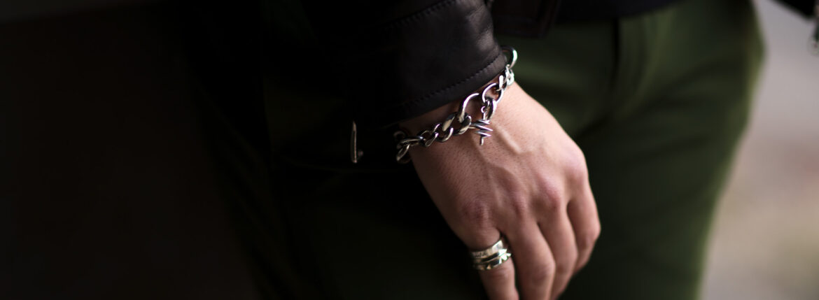 NOISE JEWEL (ノイズジュエル) Ref No1320 BRACELET 925 SILVER ブレスレット 【New Arrival】 愛知 名古屋 Alto e Diritto altoediritto アルトエデリット ニューヨークのジュエリーアーティスト集団「NOISE JEWEL」。925 SILVERを使用したブレスレット。多種類のチェーンの駒をランダムに配置したアシンメトリーデザイン。ノイズジュエルのアイコンであるグラフィックチャーム付き。「NOISE JEWEL」のブレスレットは、単独で身に着けても、他のアイテムと組み合わせても、洗練された魅力を放ちます。