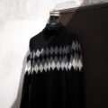 Gran Sasso “10129” アーガイル柄 8ゲージ タートルネックセーター BLACK × WHITE(ブラック×ホワイト・099) 2023秋冬 【ご予約開始】のイメージ