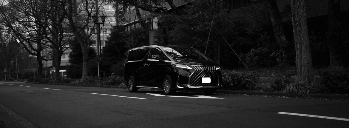 ALPHARD LM アルファード 2023 alphard LM 愛知 名古屋 Alto e Diritto altoediritto アルトエデリット TOYOTA トヨタ 「3.21(tue)」,「3.22(wed)」お休みとなります PATEK PHILIPPE 5270J グランドコンプリケーション 情熱の薔薇 THE BLUE HEARTS ザ・ブルーハーツ ヒロト 甲本ヒロト ブルーハーツ Rose of Passion 「2.27(mon)」,「2.28(tue)」,「3.01(wed)」 お休みとなります ROLEX DAYDATE 18028 White Roman Dial ロレックス デイデイト ホワイト アラビック Mickey MR.BRAINWASH 2010 ミッキー ミスターブレインウォッシュ Mickey / MR.BRAINWASH 2010 ミッキー ミッキーマウス ミスターブレインウォッシュ Banksy Thrower / MR.BRAINWASH バンクシー Flower Thrower Banksy ミスターブレインウォッシュ 愛知 名古屋 Alto e Diritto altoediritto アルトエデリット ART アート BANKSY ミスターブレインウォッシュの名を広く世に知らしめたのは、ストリートアーティスト・バンクシーの初監督作品にしてアカデミー賞にノミネートされたドキュメンタリー映画「イグジットスルーザギフトショップ」（2010年公開）でした。 この映画が、アートの本質や意義を問うと共に、監督であるバンクシーや奇しくも”アーティスト”となったミスターブレインウォッシュの存在を広め、そして昨今に及ぶストリートアートのムーブメントに繋がる大きな役割を担ったことは、言うまでもありません。ＭR．BRAINWASH（ミスターブレインウォッシュ）ストリートアーティスト/映像作家。本名ティエリー・グウェッタ。フランス生まれ、1980年代にLAへ移住。2007年から映像作家としてキャリアをスタート。出演したバンクシー映画「イグジット・スルー・ザ・ギフトショップ」をきっかけに本格的にストリートアーティストとして活動をはじめる。 ミニチュアダックスフント チョコ「1.17(tue)」,「1.18(wed)」 お休みとなります 2022年11月26日 土曜 世界の秘密 Vaundy 一升びん　https://www.isshobin.com/　「一升びん」店名の由来昭和37年の創業当時、松阪には飲食店も今ほどは無く、会食といえば家でご馳走を作って宴会というのが多かったそうです。円卓（ちゃぶ台）を大勢で囲んで、お酒の一升瓶を中心に置いて、わいわいと皆様に楽しんで食事をしていただける様な店にしたい！！そういう思いを込めて「一升びん」と名付けました。松阪牛「A5」といえば、言わずと知れた和牛の最高峰。一般的に、すき焼きやしゃぶしゃぶの最上級肉として供されるこのクラスは、焼肉用とされることはほぼありません。一升びんでは、その『松阪牛「A5」』を焼肉として提供！箸で掴んで近づけただけでも違いの分かる素晴らしい香りと、一口噛めば口中にほとばしる肉汁とともに、融けるような舌触りは、ちょっと他では味わえません！牛肉は（社）日本食肉格付協会によって格付が行われています。2つの等級があり、1つは歩留（ブド）まり等級、もう1つは肉質等級です。歩留まり等級はA･B･Cの3段階に分かれてAが最も良く、肉質等級は5・4・3・2・1の5段階に分かれ、5が最も良い等級となります。一升びん本店では格付けA5の松阪牛をご提供させて頂きます。牛肉は、脂の霜降り（サシ）がよく入っている部位が、ほんのり甘く、柔らかくて人気です。松阪牛がおいしいと評判なのは、肉やサシが独特の飼育法でまんべんなく体にまわっているから。食欲増進のためにビールを飲ませたり、血行をよくするためにマッサージをするなど、丹精こめて育てられ、とろけるほどの柔らかい上質の松阪肉ができるのです。一升びんの創業は、1962年（昭和37年）今の平生町店から始まりました。最高のお肉を更に美味しく召し上がっていただく秘密が秘伝の味噌ダレ！創業以来、脈々と伝わってきた門外不出の逸品です。その味わいは、こくのある自家製ダレでありながら、決して自己主張しすぎることはなく、あくまでも肉の味わいを最大限に引き立てる脇役に徹します。ぜひ、ご賞味下さい！松阪牛焼肉・ホルモン一升びん本店松阪牛すき焼・しゃぶしゃぶ一升びん本店"はなれ"松阪牛焼肉・ホルモン一升びん宮町店松坂牛焼肉・ホルモン一升びん平生町店松阪牛焼肉・ホルモン鍋一升びん塚本店松阪牛焼肉・ホルモン一升びん川井町店松阪牛焼肉・ホルモン一升びん久居インターガーデン店松阪牛焼肉一升びん名古屋ラシック店松阪牛焼肉・ホルモン一升びん鈴鹿店松阪牛焼肉一升びん伊勢松寿亭松阪牛焼肉・ホルモン一升びん四日市泊店松阪牛焼肉・すき焼・しゃぶしゃぶ・串焼き一升びん伊勢内宮店イオンモールNagoya Noritake Garden 1F回転焼肉　一升びん　名古屋則武新町店松阪牛一升びん名古屋名駅店 Chrome Hearts CHROME HEARTS クロムハーツ クロムハーツ名古屋 Chrome Hearts Nagoya ラシック 愛知 名古屋 https://www.chromehearts.com/ OFFEE CAKE "BONBON" ボンボン 洋菓子ボンボン BONBON https://cake-bonbon.com/ 名古屋の老舗洋菓子店「ボンボン」 喫茶ボンボン 1949年（昭和24年）創業。名古屋市東区の老舗洋菓子・純喫茶ボンボン。開店当時から「いいものをお値打ちで」という思いを込めて、素材にこだわったケーキをひとつひとつ丁寧に作り続けてまいります。当店でしか味わうことができない逸品の数々。昭和レトロ感漂う店内で是非ご堪能ください。 〒461-0001 愛知県名古屋市東区泉2-1-22 CHROME HEARTS "TAPE DISPENSER" クロムハーツ テープ　ディスペンサー 愛知 名古屋 Alto e Diritto altoediritto アルトエデリット セロハンテープ マネークリップ クロムハーツボールペン リチャードスターク CHROME HEARTS MONEY CLIP CH CROSS 925silver CHROME HEARTS “PEN 4COLOR FERNIE 925silver Wolfgang's Steakhouse Signature Aoyama WOLFGANS'S STEAKHOUSE ウルフギャング ステーキハウス Tボーンステーキ 東京都 港区 北青山 2-5-8　青山OM-SQUARE1F 03-5843-0822 100席 (ダイニング58席、個室A：10席、個室B：8席、バー＆ウイスキーラウンジ24席) BARONROUGE バロンルージュ 〒460-0008 愛知県名古屋市中区栄5丁目19番12 @nagoya_baronrouge 050-5872-9950 移転 renewal open 。大人がひっそりと訪れる酒と料理を嗜むお店 25年続くお店が少しだけ移転しリニューアルオープン。新築のビル2階に佇む大人のためのレストラン＆バー。大人の階段を上り重厚な扉を開けると1日の疲れをリセット。大人の日常にそっと手を差し伸べる程よい非日常空間。プロが作る美味い酒 と しっかり食べられる料理。酒だけでも 料理だけでも 会話だけでも お気軽に。初めてご来店の方も いつもの馴染みのお店にしてください。八乃助 ISAMUKATAYAMABACKLASH イサムカタヤマバックラッシュ 片山勇 バックラッシュ ATSUTA JINGU ///【LEICA M10-P ASC 100 Edition + SUMMILUX-M F1.4/50mm ASPH】2022年5月11日 火曜 熱田神宮 Wolfgang's Steakhouse Signature Aoyama WOLFGANS'S STEAKHOUSE ウルフギャング ステーキハウス Tボーンステーキ 東京都 港区 北青山 2-5-8　青山OM-SQUARE1F 03-5843-0822 100席 (ダイニング58席、個室A：10席、個室B：8席、バー＆ウイスキーラウンジ24席) THE RITZ-CARLTON TOKYO "CLUB LEVEL" // 2022.5.06-5.08 ザ・リッツ・カールトン クラブ®レベル ザ・リッツ・カールトンの最高峰のおもてなしを、最上級の空間と設備でご体験いただける「ザ・リッツ・カールトン クラブレベル」。そのおもてなしの中心となるクラブラウンジは、レジデンスをテーマにしたラウンジの概念を超えた空間です。 レセプション、ガーデンテラス、ダイニングルーム、ライブラリーラウンジの4つの エリアに分かれた「クラブラウンジ」では、時間帯によって多彩な趣きでお客様をお迎えいたしております。お客様のクラブレベルのステイをより快適なものにするクラブコンシェルジュは、お客様一人ひとりをお名前でお呼びし、それぞれのお好みに合わせたパーソナルなサービスをお届けいたします。お誕生日や記念日、プロポーズなど特別な日のご滞在には、ご要望に合わせて心に残るひとときを演出するプランをご提案します。 ザ・ロビーラウンジ ラウンジ ホテルの45階、お客様をお迎えするメインロビーに位置する「ザ・ロビーラウンジ」は、お待ち合わせや語らいの時間を特別なものにします。毎週金～日曜日の15時～16時20分の間、「ハープ＆アフタヌーンティー」を提供しております。確かな技術を有するハープ奏者が奏でる美しい音色を聴きながらペストリーシェフによるアフタヌーンティーをお召し上がり頂けます。夕暮れへと移ろいゆく美しい東京の景色と共に、ゆったりとした午後のひとときをお楽しみ下さい45階の開放的な空間で楽しむ伝統的なアフタヌーンティー ザ・リッツ・カールトン東京の45階、お客様をお迎えするメインロビーに位置する「ザ・ロビーラウンジ」は、お待ち合わせや語らいの時間を特別なものにします。 心地よいピアノの生演奏が流れるラグジュアリーな空間で、モダンなアフタヌーンティーセットや厳選された世界各地の茶葉によるティーセレクションと共に、優雅なひと時をお楽しみ下さい。東京の中心に位置する六本木というロケーションに相応しい、西洋と東洋のモダンな融合を表現したインテリアには、オリエンタルな紫、赤、モノトーンを基調とした配色や、和をモチーフとしたファブリックなどを用い、全体として和洋の調和を感じさせる空間となっており、時間の移ろいに合わせた生演奏が彩りを添えます。ISAIA Napoli TOKYO MIDTOWN イザイア ナポリ 東京ミッドタウン スーツ、ジャケット、シャツ、パンツ、シューズ、ネクタイ、チーフ、カバン 愛知 名古屋 Alto e Diritto altoediritto アルトエデリット 20224月19日 ミシュラン ヴァガボンド 2021年12月14日 LA VAGABONDE ラ・ヴァガボンド フレンチ フランス料理 鶴舞 ラヴァカボンド chef ryousuke iwamoto 岩本龍介 予約のとれないフレンチ 名店 美食家 放浪者 旅人 愛知県名古屋市中区千代田2丁目14-24 キャノンピア鶴舞 1F 愛知 名古屋 Alto e Diritto altoediritto アルトエデリット 超絶フレンチ ドレスコード ディナー 中華風家庭料理 ふーみん (表参道/中華料理)　〒107-0062 東京都港区南青山５丁目７−１７ 03-3498-4466　表参道・青山エリアの南青山の中華料理店、中華風家庭料理 ふーみんのオフィシャルページです　CHACOあまみや　千駄ヶ谷の有名なステーキ屋「CHACOあめみや」 炭焼きステーキ 〒151-0051 東京都渋谷区千駄ケ谷１丁目７−１２ 03-3402-6066 http://chacoamemiya.com/sp/ １９７９年（昭和５４年）に開店してから当時のままの姿の店内は重みを感じる。　（お客様からは「昭和の香りがする・・」と言われます）真っ白だった壁も年月を感じさせる趣がある。店内に入るとまず目に入るのが、大きな炭焼きの竈。営業当時からの肉の旨みを沢山吸い込んでいるかも・・・。１９７９年（昭和５４年）に開店してから当時のままの姿の店内は重みを感じる。　（お客様からは「昭和の香りがする・・」と言われます）真っ白だった壁も年月を感じさせる趣がある。店内に入るとまず目に入るのが、大きな炭焼きの竈。営業当時からの肉の旨みを沢山吸い込んでいるかも・・・。炭で焼かれたステーキのお皿は鉄板ではなく鋳物です。牛肉は融点が高いため冷めやすい鉄板ではすぐに肉が固くなってしまいます。チャコのお皿は長い時間温かいので柔らかい牛肉をゆっくりご賞味いただけます。ワイン片手に語らいながら心安らぐ美味しい時間をお過ごしください。LA BISBOCCIA　ラ・ビスボッチャ/LA BISBOCCIA (広尾/イタリアン) RISTORANTE LA BISBOCCIA 〒150-0013 東京都渋谷区恵比寿2-36-13 広尾MTRビル1F "イタリア政府公認レストラン"として選ばれた本格的イタリアン。スタッフもイタリア人が中心で、イタリアにいる気分になれそうな空間。 https://labisboccia.tokyo/ 愛知 名古屋 Vineria Cassini ヴィネリア カッシーニ 東別院 イタリアン 愛知県名古屋市中区伊勢山1-9-13 伊勢山ハイツ1F #1F Iseyamahaitsu, 1-9-13 Iseyama Naka-ku, Nagoya-shi, Aichi-ken 460-0026, Japan イタリアを旅するような気分で楽しむ郷土料理と様々なワイン "Vineria(ヴィネリア)とは、イタリア語でVino(ワイン)＋Osteria(食堂)を足した造語です。 イタリアの郷土料理とその土地で造られた様々なワインをイタリアを旅するような気分でお楽しみいただけます。 「イタリア現地の味」を目指した素材を生かすストレートかつ伝統的なイタリア料理をアラカルトもしくはコースでお楽しみください。 約200種類のイタリアワインの中から、ソムリエがベストなワインを選びます。お料理やお好みに合わせたグラスワインやワインコースもご用意しております。"2021年10月15日 煖 MEI メイ イタリアン 国際センター 名古屋市西区那古野1-23-2 四間道糸重3 mei-nagoya.com shikemichi サンタキアラ Santa Chiara コース 18時一斉スタート きのこ キノコ 森内敬子　モーゼ十戒　ナナツモリピノノワール 2016 pinot noir ドメーヌタカヒコ 曽我貴彦 北海道余市郡余市町登町1395 ワイン名古屋市東区徳川町　天然キノコ MEI 那古野 ネコ 猫　にゃんこ 愛知 名古屋 Alto e Diritto altoediritto アルトエデリット カウンター7席 えごま　味噌カツ ミソカツ みそかつ とんかつ 東別院 〒460-0021 愛知県名古屋市中区平和2丁目16-15 052-323-0963 鶴舞線のガード下にあるトンカツの美味しいお店 みそかつ えごま　和食 美奈登 ミナト 老舗焼肉店 神宮前/焼肉 レトロ モクモク 味噌ダレ とんちゃん 熱田 ホルモン ヤキニク とんねるず ペレ きたなシュラン 懐かし 名鉄堀田駅から徒歩20分 瑞穂区 〒467-0879 愛知県名古屋市瑞穂区平郷町2-6-2 LA VAGABONDE ラ・ヴァガボンド フレンチ フランス料理 鶴舞 ラヴァカボンド chef ryousuke iwamoto 岩本龍介 予約のとれないフレンチ 名店 美食家 放浪者 旅人 愛知県名古屋市中区千代田2丁目14-24 キャノンピア鶴舞 1F 愛知 名古屋 Alto e Diritto altoediritto アルトエデリット 超絶フレンチ ドレスコード ディナー STEAK HOUSE Beef Okuma ステーキハウス ビーフオークマ 名古屋店 霜降り黒毛和牛 サーロイン フィレ シャトーブリアン 仙台牛 宮城牛 近江牛 150g 200g ハンバーグ 松坂屋 名古屋店 愛知　名古屋 Alto e Diritto altoediritto GW休暇 Alto e Diritto アルトエデリット altoediritto 愛知 名古屋 ゴールデンウィーク 休暇 炭火焼肉 煖 だん ダン 愛知 名古屋 焼き肉 名駅店 瑞穂本店 Alto e Diritto altoediritto アルトエデリット 夢 希望 Dream FREEMASONRY フリーメーソン AUDEMARS PIGUET オーデマピゲ SEX PISTOLS セックスピストルズ JOY DIVISION ジョイディヴィジョン DAVID BOWIE デヴィットボーウィ THE VELVET UNDERGROUND ザベルベットアンダーグラウンド THE ROLLING STONES ザローリングストーンズ QUEEN クイーン LED ZEPPELIN レッドツェッペリン Alto e Diritto アルトエデリット 愛知 名古屋 Italy MOORER ムーレー / BELVEST ベルベスト / ISAIA イザイア / LUCA GRASSIA ルカグラシア / Alfredo Rifugio アルフレードリフージオ / LARDINI ラルディーニ / De Petrillo デ・ペトリロ / TAGLIATORE タリアトーレ / Sealup シーラップ / EMMETI エンメティ / CINQUANTA チンクアンタ / SILENCE サイレンス / MOLEC モレック / Finamore フィナモレ / ORIAN オリアン / AVINO Laboratorio Napoletano アヴィーノ / INCOTEX インコテックス / INCOTEX SLACKS インコテックススラックス / PT TORINO ピーティートリノ / BERWICH ベルウィッチ / VIGANO ヴィガーノ / RICHARD J.BROWN リチャードJブラウン / FEDELI フェデーリ / MANRICO CASHMERE マンリコカシミヤ / ZANONE ザノーネ / Cruciani クルチアーニ / GRAN SASSO グランサッソ / Settefili Cashmere セッテフィーリカシミア / Girelli Bruni ジレリブルーニ / ENZO BONAFE エンツォボナフェ / FERRANTE フェランテ / GHOUD ゴード / ACATE アカーテ / Cisei シセイ / STEFANO RICCI ステファノリッチ / ALPO アル France Georges de Patricia ジョルジュドパトリシア / SAINT LAURENTサンローラン / CELINE セリーヌ / AUBERCY オーベルシー / lucien pellat-finet ルシアンペラフィネ / NATIONAL STANDARD ナショナルスタンダー U.S.A. South Paradiso Leather サウスパラディソ / JACQUESMARIEMAGE ジャックマリーマージュ / MARC MARMEL マークマーメル / WHITE'S BOOTS ホワイツブーツ / JUTTA NEUMANN ユッタニューマン England GRENFELL グレンフェル / J&M DAVIDSON ジェイアンドエムディヴィッドソン / JAMES GROSE ジェームスグロース / JOHN SMEDLEY ジョンスメドレー / Johnstons ジョンストンズ Other FIXER フィクサー / cuervo bopoha クエルボ ヴァローナ / BACKLASH The Line バックラッシュ ザライン / RIVORA リヴォラ / C.QP / Order Suit オーダースーツ 愛知 名古屋 Alto e Diritto altoediritto アルトエデリッライカM10 アポズミクロン 2021 October.27 21年目スタート 21年目からは楽しくゆっくりすごしてゆけたらなと思ってます ジョーストラマー 「10.26(tue)」,「10.27(wed)」 お休みとなります Thames LONDON / HERBIE YAMAGUCHI 1983 テムズ川 ロンドン ハービー山口 1983年 イギリス England イングランド 写真家 写真 Not Banksy ノットバンクシー BANKSY バンクシー 我々の敵はあなたの敵じゃない 共に生きよう LEICA // APO-SUMMICRON-M f2/35mm ASPH. ライカ アポ・ズミクロンM f2/35mm ASPH. 愛知 名古屋 Alto e Diritto altoediritto アルトエデリット 世界最高峰のレンズと称賛され続けているライカMレンズにおいて、アポ・ズミクロンM f2/35mm ASPH.もそのMレンズの名にふさわしい優れた性能を誇ります。さらに、アポ・ズミクロンMシリーズのレンズとしてはもちろんのこと、これまでにない新しいタイプのMレンズとして目をひく存在でもあります。その特長は、Mレンズの中で最短で唯一ともいえる最短撮影距離と、きわめてシャープな描写力、美しいボケ味、そして開放F値F2という明るさにあります。ドイツならではの高度な製造技術が生み出したこのレンズを活用すれば、M型カメラはもとより、「ライカSL2」や「ライカSL2-S」でも、優れた描写力を活用してあらゆるシーンでの撮影が楽しめます。 光学系の設計に全撮影距離で高画質が得られるフローティングシステムを採用しているため、近距離撮影でも高い描写力を発揮しながら、Mレンズでは唯一となるわずか30cmという最短撮影距離を実現しています。フォーカスリングの回転角は300°ときわめて大きく、最短撮影距離が短くなっているにも関わらず緻密なピント合わせが可能です。開放値はF2.0という明るさで、クリエイティブな作品づくりも多彩に楽しめます。その時々の貴重な瞬間を、ライカらしい高品位な写真として記録することができます。イギリスの写真家ヒュー・ジョン氏は、ポートレート撮影でもアポ・ズミクロンM f2/35mm ASPH.が威力を発揮することを実感しました。「被写界深度がこれほど浅くなるとは驚きました。まつげの部分が驚くほどシャープに描写され、そこから徐々にボケていく。これは元のサイズのまま一部をトリミングしたものですが、85mm、いや、105mmのレンズで撮影したかのような仕上がりです！」「アポ・ズミクロンM f2/35mm ASPH.は、美しいボケ味でポートレート写真に新たな可能性をもたらすレンズですね。それに接写もこなせるので、まさにオールラウンドな1本だと言えます。色の再現性も絶妙で、シャープな解像感も素晴らしい。これさえあれば他のレンズはいらないと言ってもいいかもしれません！」2021年8月18日 Leica Nagoya ライカ松坂屋名古屋店 ライカ名古屋 460-8430 愛知県中区栄3-16-1 松坂屋名古屋店 北館3Ｆ 052-264-2840 入鹿池　いるかいけ 名古屋近郊のボート釣りのメッカ 愛知県犬山市の入鹿、飛騨木曽川国定公園内にある人工の農業用ため池 わかさぎ釣り・ブラックバス釣りなら入鹿池にある見晴茶屋へ https://inuyama.gr.jp/miharashi.html 犬山観光情報 ワカサギやブラックバス釣りのメッカとして知られる入鹿池 ブラックバス釣果 犬山名物 でんがく 五平餅 見晴茶屋 愛知県犬山市堤下60 蓬ぜん 犬山 犬山口 愛知 名古屋名物 ひつまぶし http://houzen.s-d.jp/index.html 犬山城 ミシュランガイド愛知2019 あつた蓬莱軒 22年間修行 店主 うなぎ ウナギ 鰻 愛知県犬山市上坂町4-168 0568-39-5077 犬山市観光協会 ミシュラン 博多串焼き 八乃助 焼き鳥 焼鳥 愛知 名古屋 とみやBLOG 富屋酒店 とみやBLOG ライカ LEICA LEICA M10-p ASC100 EDITION ライカM10-P ズミルックス 2021年7月27日 煖 MEI メイ イタリアン 国際センター 名古屋市西区那古野1-23-2 四間道糸重3 mei-nagoya.com shikemichi サンタキアラ Santa Chiara コース 18時一斉スタート きのこ キノコ 森内敬子　モーゼ十戒　ナナツモリピノノワール 2016 pinot noir ドメーヌタカヒコ 曽我貴彦 北海道余市郡余市町登町1395 ワイン名古屋市東区徳川町　天然キノコ MEI 那古野 ネコ 猫　にゃんこ 愛知 名古屋 Alto e Diritto altoediritto アルトエデリット カウンター7席 えごま　味噌カツ ミソカツ みそかつ とんかつ 東別院 〒460-0021 愛知県名古屋市中区平和2丁目16-15 052-323-0963 鶴舞線のガード下にあるトンカツの美味しいお店 みそかつ えごま　和食 美奈登 ミナト 老舗焼肉店 神宮前/焼肉 レトロ モクモク 味噌ダレ とんちゃん 熱田 ホルモン ヤキニク とんねるず ペレ きたなシュラン 懐かし 名鉄堀田駅から徒歩20分 瑞穂区 〒467-0879 愛知県名古屋市瑞穂区平郷町2-6-2 LA VAGABONDE ラ・ヴァガボンド フレンチ フランス料理 鶴舞 ラヴァカボンド chef ryousuke iwamoto 岩本龍介 予約のとれないフレンチ 名店 美食家 放浪者 旅人 愛知県名古屋市中区千代田2丁目14-24 キャノンピア鶴舞 1F 愛知 名古屋 Alto e Diritto altoediritto アルトエデリット 超絶フレンチ ドレスコード ディナー STEAK HOUSE Beef Okuma ステーキハウス ビーフオークマ 名古屋店 霜降り黒毛和牛 サーロイン フィレ シャトーブリアン 仙台牛 宮城牛 近江牛 150g 200g ハンバーグ 松坂屋 名古屋店 愛知　名古屋 Alto e Diritto altoediritto GW休暇 Alto e Diritto アルトエデリット altoediritto 愛知 名古屋 ゴールデンウィーク 休暇 炭火焼肉 煖 だん ダン 愛知 名古屋 焼き肉 名駅店 瑞穂本店 Alto e Diritto altoediritto アルトエデリット 夢 希望 Dream FREEMASONRY フリーメーソン AUDEMARS PIGUET オーデマピゲ SEX PISTOLS セックスピストルズ JOY DIVISION ジョイディヴィジョン DAVID BOWIE デヴィットボーウィ THE VELVET UNDERGROUND ザベルベットアンダーグラウンド THE ROLLING STONES ザローリングストーンズ QUEEN クイーン LED ZEPPELIN レッドツェッペリン Alto e Diritto アルトエデリット 愛知 名古屋 Italy MOORER ムーレー / BELVEST ベルベスト / ISAIA イザイア / LUCA GRASSIA ルカグラシア / Alfredo Rifugio アルフレードリフージオ / LARDINI ラルディーニ / De Petrillo デ・ペトリロ / TAGLIATORE タリアトーレ / Sealup シーラップ / EMMETI エンメティ / CINQUANTA チンクアンタ / SILENCE サイレンス / MOLEC モレック / Finamore フィナモレ / ORIAN オリアン / AVINO Laboratorio Napoletano アヴィーノ / INCOTEX インコテックス / INCOTEX SLACKS インコテックススラックス / PT TORINO ピーティートリノ / BERWICH ベルウィッチ / VIGANO ヴィガーノ / RICHARD J.BROWN リチャードJブラウン / FEDELI フェデーリ / MANRICO CASHMERE マンリコカシミヤ / ZANONE ザノーネ / Cruciani クルチアーニ / GRAN SASSO グランサッソ / Settefili Cashmere セッテフィーリカシミア / Girelli Bruni ジレリブルーニ / ENZO BONAFE エンツォボナフェ / FERRANTE フェランテ / GHOUD ゴード / ACATE アカーテ / Cisei シセイ / STEFANO RICCI ステファノリッチ / ALPO アル France Georges de Patricia ジョルジュドパトリシア / SAINT LAURENTサンローラン / CELINE セリーヌ / AUBERCY オーベルシー / lucien pellat-finet ルシアンペラフィネ / NATIONAL STANDARD ナショナルスタンダー U.S.A. South Paradiso Leather サウスパラディソ / JACQUESMARIEMAGE ジャックマリーマージュ / MARC MARMEL マークマーメル / WHITE'S BOOTS ホワイツブーツ / JUTTA NEUMANN ユッタニューマン England GRENFELL グレンフェル / J&M DAVIDSON ジェイアンドエムディヴィッドソン / JAMES GROSE ジェームスグロース / JOHN SMEDLEY ジョンスメドレー / Johnstons ジョンストンズ Other FIXER フィクサー / cuervo bopoha クエルボ ヴァローナ / BACKLASH The Line バックラッシュ ザライン / RIVORA リヴォラ / C.QP / Order Suit オーダースーツ 愛知 名古屋 Alto e Diritto altoediritto アルトエデリット