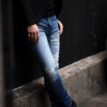 cuervo bopoha (クエルボ ヴァローナ) Sartoria Collection (サルトリア コレクション) Bal (バル) 9oz BLUE COMFORT DENIM ダメージウォッシュ タイトフィット ストレッチ クラッシュデニム パンツ BLUE (ブルー・67) MADE IN JAPAN (日本製) 2023春夏 【Special Model】 【ご予約開始】のイメージ