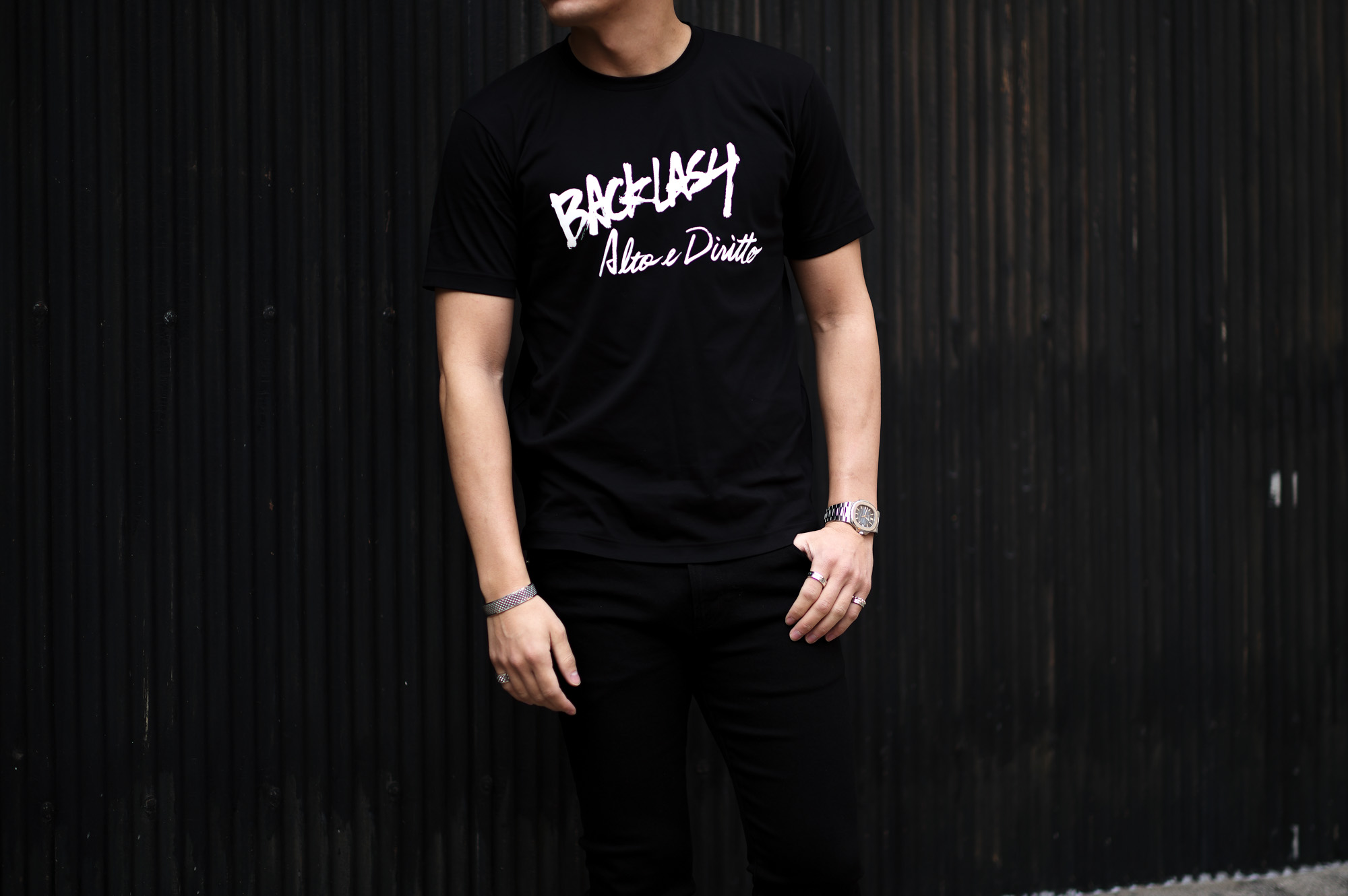 ISAMU KATAYAMA BACKLASH × Alto e Diritto (イサムカタヤマ バックラッシュ × アルト エ デリット) Crew Neck T-shirt ロゴプリントTシャツ BLACK (ブラック) MADE IN JAPAN (日本製) 2023 alto e diritto altoediritto アルトエデリット 愛知 名古屋