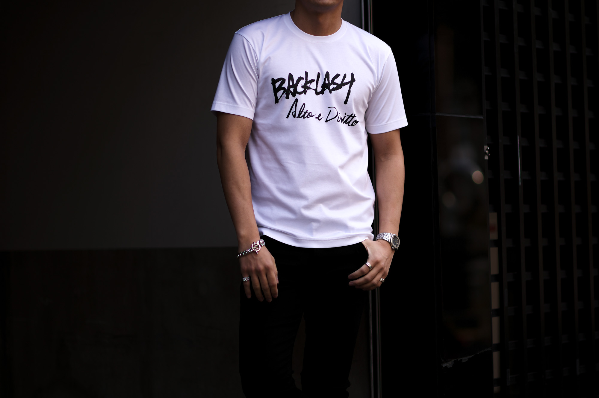 ISAMU KATAYAMA BACKLASH × Alto e Diritto (イサムカタヤマ バックラッシュ × アルト エ デリット) Crew Neck T-shirt ロゴプリントTシャツ WHITE (ホワイト) MADE IN JAPAN (日本製) 2023 alto e diritto altoediritto アルトエデリット 愛知 名古屋