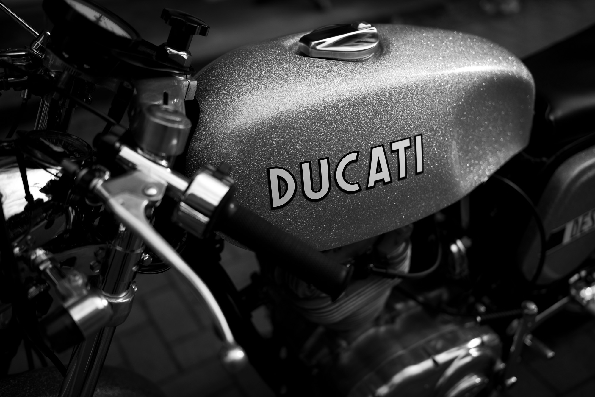 DUCATI DESMO 250 SILVER SHOTGUN 1973 ドゥカティ デスモ シルバーショットガン  希少250DESMO エンジン 愛知 名古屋 中華風家庭料理 ふーみん (表参道/中華料理)　〒107-0062 東京都港区南青山５丁目７−１７ 03-3498-4466　表参道・青山エリアの南青山の中華料理店、中華風家庭料理 ふーみんのオフィシャルページです　CHACOあまみや　千駄ヶ谷の有名なステーキ屋「CHACOあめみや」 炭焼きステーキ 〒151-0051 東京都渋谷区千駄ケ谷１丁目７−１２ 03-3402-6066 http://chacoamemiya.com/sp/ １９７９年（昭和５４年）に開店してから当時のままの姿の店内は重みを感じる。　（お客様からは「昭和の香りがする・・」と言われます）真っ白だった壁も年月を感じさせる趣がある。店内に入るとまず目に入るのが、大きな炭焼きの竈。営業当時からの肉の旨みを沢山吸い込んでいるかも・・・。１９７９年（昭和５４年）に開店してから当時のままの姿の店内は重みを感じる。　（お客様からは「昭和の香りがする・・」と言われます）真っ白だった壁も年月を感じさせる趣がある。店内に入るとまず目に入るのが、大きな炭焼きの竈。営業当時からの肉の旨みを沢山吸い込んでいるかも・・・。炭で焼かれたステーキのお皿は鉄板ではなく鋳物です。牛肉は融点が高いため冷めやすい鉄板ではすぐに肉が固くなってしまいます。チャコのお皿は長い時間温かいので柔らかい牛肉をゆっくりご賞味いただけます。ワイン片手に語らいながら心安らぐ美味しい時間をお過ごしください。LA BISBOCCIA　ラ・ビスボッチャ/LA BISBOCCIA (広尾/イタリアン) RISTORANTE LA BISBOCCIA 〒150-0013 東京都渋谷区恵比寿2-36-13 広尾MTRビル1F "イタリア政府公認レストラン"として選ばれた本格的イタリアン。スタッフもイタリア人が中心で、イタリアにいる気分になれそうな空間。 https://labisboccia.tokyo/ 愛知 名古屋 Vineria Cassini ヴィネリア カッシーニ 東別院 イタリアン 愛知県名古屋市中区伊勢山1-9-13 伊勢山ハイツ1F #1F Iseyamahaitsu, 1-9-13 Iseyama Naka-ku, Nagoya-shi, Aichi-ken 460-0026, Japan イタリアを旅するような気分で楽しむ郷土料理と様々なワイン "Vineria(ヴィネリア)とは、イタリア語でVino(ワイン)＋Osteria(食堂)を足した造語です。 イタリアの郷土料理とその土地で造られた様々なワインをイタリアを旅するような気分でお楽しみいただけます。 「イタリア現地の味」を目指した素材を生かすストレートかつ伝統的なイタリア料理をアラカルトもしくはコースでお楽しみください。 約200種類のイタリアワインの中から、ソムリエがベストなワインを選びます。お料理やお好みに合わせたグラスワインやワインコースもご用意しております。"2021年10月15日 煖 MEI メイ イタリアン 国際センター 名古屋市西区那古野1-23-2 四間道糸重3 mei-nagoya.com shikemichi サンタキアラ Santa Chiara コース 18時一斉スタート きのこ キノコ 森内敬子　モーゼ十戒　ナナツモリピノノワール 2016 pinot noir ドメーヌタカヒコ 曽我貴彦 北海道余市郡余市町登町1395  ワイン名古屋市東区徳川町　天然キノコ MEI 那古野 ネコ 猫　にゃんこ 愛知 名古屋 Alto e Diritto altoediritto アルトエデリット カウンター7席 えごま　味噌カツ ミソカツ みそかつ とんかつ 東別院 〒460-0021 愛知県名古屋市中区平和2丁目16-15 052-323-0963  鶴舞線のガード下にあるトンカツの美味しいお店 みそかつ えごま　和食 美奈登 ミナト 老舗焼肉店 神宮前/焼肉 レトロ モクモク 味噌ダレ とんちゃん 熱田 ホルモン ヤキニク とんねるず ペレ きたなシュラン 懐かし 名鉄堀田駅から徒歩20分 瑞穂区 〒467-0879 愛知県名古屋市瑞穂区平郷町2-6-2 LA VAGABONDE ラ・ヴァガボンド フレンチ フランス料理 鶴舞 ラヴァカボンド chef ryousuke iwamoto 岩本龍介 予約のとれないフレンチ 名店 美食家 放浪者 旅人 愛知県名古屋市中区千代田2丁目14-24 キャノンピア鶴舞 1F 愛知 名古屋 Alto e Diritto altoediritto アルトエデリット 超絶フレンチ ドレスコード ディナー STEAK HOUSE Beef Okuma ステーキハウス ビーフオークマ 名古屋店 霜降り黒毛和牛 サーロイン フィレ シャトーブリアン 仙台牛 宮城牛 近江牛 150g 200g ハンバーグ 松坂屋 名古屋店 愛知　名古屋 Alto e Diritto altoediritto  GW休暇 Alto e Diritto アルトエデリット altoediritto 愛知 名古屋 ゴールデンウィーク 休暇 炭火焼肉 煖  だん ダン 愛知 名古屋 焼き肉  名駅店 瑞穂本店 Alto e Diritto altoediritto アルトエデリット 夢 希望 Dream FREEMASONRY フリーメーソン AUDEMARS PIGUET オーデマピゲ SEX PISTOLS セックスピストルズ JOY DIVISION ジョイディヴィジョン DAVID BOWIE デヴィットボーウィ THE VELVET UNDERGROUND ザベルベットアンダーグラウンド THE ROLLING STONES ザローリングストーンズ QUEEN クイーン LED ZEPPELIN レッドツェッペリン Alto e Diritto アルトエデリット 愛知 名古屋 Italy MOORER ムーレー / BELVEST ベルベスト / ISAIA イザイア / LUCA GRASSIA ルカグラシア / Alfredo Rifugio アルフレードリフージオ / LARDINI ラルディーニ / De Petrillo デ・ペトリロ / TAGLIATORE タリアトーレ / Sealup シーラップ / EMMETI エンメティ / CINQUANTA チンクアンタ / SILENCE サイレンス / MOLEC モレック / Finamore フィナモレ / ORIAN オリアン / AVINO Laboratorio Napoletano アヴィーノ / INCOTEX インコテックス / INCOTEX SLACKS インコテックススラックス / PT TORINO ピーティートリノ / BERWICH ベルウィッチ / VIGANO ヴィガーノ / RICHARD J.BROWN リチャードJブラウン / FEDELI フェデーリ / MANRICO CASHMERE マンリコカシミヤ / ZANONE ザノーネ / Cruciani クルチアーニ / GRAN SASSO グランサッソ / Settefili Cashmere セッテフィーリカシミア / Girelli Bruni ジレリブルーニ / ENZO BONAFE エンツォボナフェ / FERRANTE フェランテ / GHOUD ゴード / ACATE アカーテ / Cisei シセイ / STEFANO RICCI ステファノリッチ / ALPO アル France Georges de Patricia ジョルジュドパトリシア / SAINT LAURENTサンローラン / CELINE セリーヌ / AUBERCY オーベルシー / lucien pellat-finet ルシアンペラフィネ / NATIONAL STANDARD ナショナルスタンダー U.S.A. South Paradiso Leather サウスパラディソ / JACQUESMARIEMAGE ジャックマリーマージュ / MARC MARMEL マークマーメル / WHITE'S BOOTS ホワイツブーツ / JUTTA NEUMANN ユッタニューマン England GRENFELL グレンフェル / J&M DAVIDSON ジェイアンドエムディヴィッドソン / JAMES GROSE ジェームスグロース / JOHN SMEDLEY ジョンスメドレー / Johnstons ジョンストンズ Other FIXER フィクサー / cuervo bopoha クエルボ ヴァローナ / BACKLASH The Line バックラッシュ ザライン / RIVORA リヴォラ / C.QP / Order Suit オーダースーツ 愛知 名古屋 Alto e Diritto altoediritto アルトエデリット