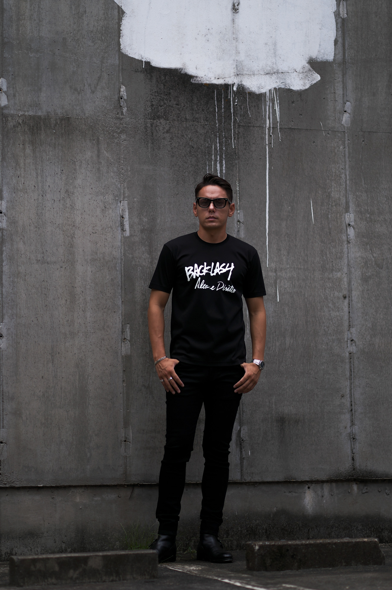 ISAMU KATAYAMA BACKLASH × Alto e Diritto (イサムカタヤマ バックラッシュ × アルト エ デリット) Crew Neck T-shirt ロゴプリントTシャツ BLACK (ブラック) MADE IN JAPAN (日本製) 2023 alto e diritto altoediritto アルトエデリット 愛知 名古屋