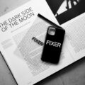 FIXER(フィクサー) “iPhone Case” アイフォーンケース  BLACK × WHITE (ブラック × ホワイト) 【ご予約受付中】【2023.9.18(Mon)～2023.10.01(Sun)】のイメージ